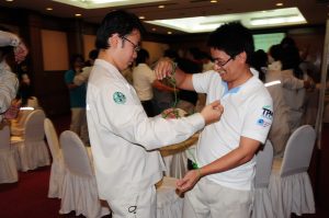 หลักสูตรหัวหน้างาน, หลักสูตรพัฒนาหัวหน้างาน, หลักสูตรหัวหน้างานยุคใหม่, การบริหาร, management, หัวหน้างาน, supervisor, การบังคับบัญชาสำหรับหัวหน้างาน, supervisory, บทบาทหัวหน้างาน, บทบาทและหน้าที่หัวหน้างาน, supervisory skill, การแก้ปัญหาและตัดสินใจ, problem solving, problem solving and decision making, การบริหารความขัดแย้ง, conflict, conflict management, การเป็นผู้นำ, leadership, ผู้นำ, leader, โค้ช, coach, การสอนงาน, coaching, การสั่งการ, การสั่งงาน, directing, การมอบหมายงาน, delegation, การควบคุมงาน, controlling, การจูงใจ, การจูงใจผู้ใต้บังคับบัญชา, การจูงใจลูกน้อง, motivation, การประเมินผลการปฏิบัติงาน, performance appraisal, การบริหารทรัพยากรบุคคล, human resource management, งานด้านบุคคล, hr, human resource, การบริหารทรัพยากรมนุษย์, การพัฒนาบุคลากร, แผนการฝึกอบรมประจำปี, training, training road map, การรักษาบุคลากร, engagement, การรักษาคนเก่ง, talent retention, การคิดอย่างเป็นระบบ, systematic thinking, การคิดสร้างสรรค์, creative thinking, การทำงานเป็นทีม, team, teamwork, การสื่อสาร, communication, การประสานงาน, cooperation, การเจรจาต่อรอง, negotiation, การนำเสนอ, present, presentation, presentation skill, presentation technique, การวางแผน, plan, planning, การจัดลำดับความสำคัญของงาน, priority setting, การให้คำปรึกษา, counseling, การเป็นพี่เลี้ยง, พี่เลี้ยง, mentor, mentoring, การสัมภาษณ์พนักงาน, interview, interviewing, ความฉลาดทางอารมณ์, E.Q., e.q., 5ส, การเพิ่มผลผลิต, productivity, การลดต้นทุน, cost, cost reduction, การขาย, sales, การตลาด, marketing, การให้บริการ, service, service mind, การบริหารลูกค้าสัมพันธ์, crm, customer relationship management, การบริหารเชิงกลยุทธ์, strategic management, การวางแผนกลยุทธ์, strategic planning, การกำหนดตัวชี้วัดในการทำงาน, kpi, การบริหารเวลา, time management, โหงวเฮ้ง, kaizen, บริษัท ไอเดียล อินโนเวชั่น จำกัด, ไอเดียลอินโนเวชั่น, วิชิต สุรพนานนท์ชัย, ดร.วิชิต สุรพนานนท์ชัย, บริษัทวางระบบองค์กร, วางระบบองค์กร, วางระบบบริษัท, รับวางระบบบริษัท, บริษัทวางระบบ, การวางระบบบริษัท, บริษัทที่ปรึกษา, บริษัทวางระบบด้านงานบุคคล, ที่ปรึกษา, งานที่ปรึกษา, ที่ปรึกษาด้าน hr, บริษัทที่ปรึกษาด้าน hr, ที่ปรึกษา hr, ปรึกษา hr, ที่ปรึกษางาน hr, ที่ปรึกษาด้านทรัพยากรบุคคล, บริษัท hr consultant, บริษัทที่ปรึกษาด้าน hrd, ที่ปรึกษา hrd, ปรึกษา hrd, ที่ปรึกษางาน hrd, บริษัทที่ปรึกษาธุรกิจ, บริษัทที่ปรึกษาจำกัด, ที่ปรึกษาองค์กร, บริษัทรับวางระบบ, วางระบบด้านงานบุคคล, วางระบบด้านการบริหาร, วางระบบด้าน hr, งานด้าน hr, ผู้เชี่ยวชาญด้าน hr, ที่ปรึกษาด้านการขาย, วางระบบด้านการขาย, ที่ปรึกษาด้านการตลาด, วางระบบด้านการตลาด, ที่ปรึกษาด้านบัญชี, วางระบบด้านบัญชี, ที่ปรึกษาด้านการเงิน, วางระบบด้านการเงิน, ที่ปรึกษาด้านบริการ, วางระบบด้านบริการ