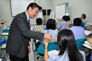 หลักสูตรหัวหน้างาน, หลักสูตรพัฒนาหัวหน้างาน, หลักสูตรหัวหน้างานยุคใหม่, การบริหาร, management, หัวหน้างาน, supervisor, การบังคับบัญชาสำหรับหัวหน้างาน, supervisory, บทบาทหัวหน้างาน, บทบาทและหน้าที่หัวหน้างาน, supervisory skill, การแก้ปัญหาและตัดสินใจ, problem solving, problem solving and decision making, การบริหารความขัดแย้ง, conflict, conflict management, การเป็นผู้นำ, leadership, ผู้นำ, leader, โค้ช, coach, การสอนงาน, coaching, การสั่งการ, การสั่งงาน, directing, การมอบหมายงาน, delegation, การควบคุมงาน, controlling, การจูงใจ, การจูงใจผู้ใต้บังคับบัญชา, การจูงใจลูกน้อง, motivation, การประเมินผลการปฏิบัติงาน, performance appraisal, การบริหารทรัพยากรบุคคล, human resource management, งานด้านบุคคล, hr, human resource, การบริหารทรัพยากรมนุษย์, การพัฒนาบุคลากร, แผนการฝึกอบรมประจำปี, training, training road map, การรักษาบุคลากร, engagement, การรักษาคนเก่ง, talent retention, การคิดอย่างเป็นระบบ, systematic thinking, การคิดสร้างสรรค์, creative thinking, การทำงานเป็นทีม, team, teamwork, การสื่อสาร, communication, การประสานงาน, cooperation, การเจรจาต่อรอง, negotiation, การนำเสนอ, present, presentation, presentation skill, presentation technique, การวางแผน, plan, planning, การจัดลำดับความสำคัญของงาน, priority setting, การให้คำปรึกษา, counseling, การเป็นพี่เลี้ยง, พี่เลี้ยง, mentor, mentoring, การสัมภาษณ์พนักงาน, interview, interviewing, ความฉลาดทางอารมณ์, E.Q., e.q., 5ส, การเพิ่มผลผลิต, productivity, การลดต้นทุน, cost, cost reduction, การขาย, sales, การตลาด, marketing, การให้บริการ, service, service mind, การบริหารลูกค้าสัมพันธ์, crm, customer relationship management, การบริหารเชิงกลยุทธ์, strategic management, การวางแผนกลยุทธ์, strategic planning, การกำหนดตัวชี้วัดในการทำงาน, kpi, การบริหารเวลา, time management, โหงวเฮ้ง, kaizen, บริษัท ไอเดียล อินโนเวชั่น จำกัด, ไอเดียลอินโนเวชั่น, วิชิต สุรพนานนท์ชัย, ดร.วิชิต สุรพนานนท์ชัย, บริษัทวางระบบองค์กร, วางระบบองค์กร, วางระบบบริษัท, รับวางระบบบริษัท, บริษัทวางระบบ, การวางระบบบริษัท, บริษัทที่ปรึกษา, บริษัทวางระบบด้านงานบุคคล, ที่ปรึกษา, งานที่ปรึกษา, ที่ปรึกษาด้าน hr, บริษัทที่ปรึกษาด้าน hr, ที่ปรึกษา hr, ปรึกษา hr, ที่ปรึกษางาน hr, ที่ปรึกษาด้านทรัพยากรบุคคล, บริษัท hr consultant, บริษัทที่ปรึกษาด้าน hrd, ที่ปรึกษา hrd, ปรึกษา hrd, ที่ปรึกษางาน hrd, บริษัทที่ปรึกษาธุรกิจ, บริษัทที่ปรึกษาจำกัด, ที่ปรึกษาองค์กร, บริษัทรับวางระบบ, วางระบบด้านงานบุคคล, วางระบบด้านการบริหาร, วางระบบด้าน hr, งานด้าน hr, ผู้เชี่ยวชาญด้าน hr, ที่ปรึกษาด้านการขาย, วางระบบด้านการขาย, ที่ปรึกษาด้านการตลาด, วางระบบด้านการตลาด, ที่ปรึกษาด้านบัญชี, วางระบบด้านบัญชี, ที่ปรึกษาด้านการเงิน, วางระบบด้านการเงิน, ที่ปรึกษาด้านบริการ, วางระบบด้านบริการ