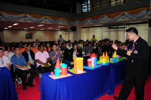 หลักสูตรหัวหน้างาน, หลักสูตรพัฒนาหัวหน้างาน, หลักสูตรหัวหน้างานยุคใหม่, การบริหาร, management, หัวหน้างาน, supervisor, การบังคับบัญชาสำหรับหัวหน้างาน, supervisory, บทบาทหัวหน้างาน, บทบาทและหน้าที่หัวหน้างาน, supervisory skill, การแก้ปัญหาและตัดสินใจ, problem solving, problem solving and decision making, การบริหารความขัดแย้ง, conflict, conflict management, การเป็นผู้นำ, leadership, ผู้นำ, leader, โค้ช, coach, การสอนงาน, coaching, การสั่งการ, การสั่งงาน, directing, การมอบหมายงาน, delegation, การควบคุมงาน, controlling, การจูงใจ, การจูงใจผู้ใต้บังคับบัญชา, การจูงใจลูกน้อง, motivation, การประเมินผลการปฏิบัติงาน, performance appraisal, การบริหารทรัพยากรบุคคล, human resource management, งานด้านบุคคล, hr, human resource, การบริหารทรัพยากรมนุษย์, การพัฒนาบุคลากร, แผนการฝึกอบรมประจำปี, training, training road map, การรักษาบุคลากร, engagement, การรักษาคนเก่ง, talent retention, การคิดอย่างเป็นระบบ, systematic thinking, การคิดสร้างสรรค์, creative thinking, การทำงานเป็นทีม, team, teamwork, การสื่อสาร, communication, การประสานงาน, cooperation, การเจรจาต่อรอง, negotiation, การนำเสนอ, present, presentation, presentation skill, presentation technique, การวางแผน, plan, planning, การจัดลำดับความสำคัญของงาน, priority setting, การให้คำปรึกษา, counseling, การเป็นพี่เลี้ยง, พี่เลี้ยง, mentor, mentoring, การสัมภาษณ์พนักงาน, interview, interviewing, ความฉลาดทางอารมณ์, E.Q., e.q., 5ส, การเพิ่มผลผลิต, productivity, การลดต้นทุน, cost, cost reduction, การขาย, sales, การตลาด, marketing, การให้บริการ, service, service mind, การบริหารลูกค้าสัมพันธ์, crm, customer relationship management, การบริหารเชิงกลยุทธ์, strategic management, การวางแผนกลยุทธ์, strategic planning, การกำหนดตัวชี้วัดในการทำงาน, kpi, การบริหารเวลา, time management, โหงวเฮ้ง, kaizen, บริษัท ไอเดียล อินโนเวชั่น จำกัด, ไอเดียลอินโนเวชั่น, วิชิต สุรพนานนท์ชัย, ดร.วิชิต สุรพนานนท์ชัย, บริษัทวางระบบองค์กร, วางระบบองค์กร, วางระบบบริษัท, รับวางระบบบริษัท, บริษัทวางระบบ, การวางระบบบริษัท, บริษัทที่ปรึกษา, บริษัทวางระบบด้านงานบุคคล, ที่ปรึกษา, งานที่ปรึกษา, ที่ปรึกษาด้าน hr, บริษัทที่ปรึกษาด้าน hr, ที่ปรึกษา hr, ปรึกษา hr, ที่ปรึกษางาน hr, ที่ปรึกษาด้านทรัพยากรบุคคล, บริษัท hr consultant, บริษัทที่ปรึกษาด้าน hrd, ที่ปรึกษา hrd, ปรึกษา hrd, ที่ปรึกษางาน hrd, บริษัทที่ปรึกษาธุรกิจ, บริษัทที่ปรึกษาจำกัด, ที่ปรึกษาองค์กร, บริษัทรับวางระบบ, วางระบบด้านงานบุคคล, วางระบบด้านการบริหาร, วางระบบด้าน hr, งานด้าน hr, ผู้เชี่ยวชาญด้าน hr, ที่ปรึกษาด้านการขาย, วางระบบด้านการขาย, ที่ปรึกษาด้านการตลาด, วางระบบด้านการตลาด, ที่ปรึกษาด้านบัญชี, วางระบบด้านบัญชี, ที่ปรึกษาด้านการเงิน, วางระบบด้านการเงิน, ที่ปรึกษาด้านบริการ, วางระบบด้านบริการ