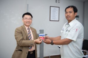 หลักสูตรหัวหน้างาน, หลักสูตรพัฒนาหัวหน้างาน, หลักสูตรหัวหน้างานยุคใหม่, การบริหาร, management, หัวหน้างาน, supervisor, การบังคับบัญชาสำหรับหัวหน้างาน, supervisory, บทบาทหัวหน้างาน, บทบาทและหน้าที่หัวหน้างาน, supervisory skill, การแก้ปัญหาและตัดสินใจ, problem solving, problem solving and decision making, การบริหารความขัดแย้ง, conflict, conflict management, การเป็นผู้นำ, leadership, ผู้นำ, leader, โค้ช, coach, การสอนงาน, coaching, การสั่งการ, การสั่งงาน, directing, การมอบหมายงาน, delegation, การควบคุมงาน, controlling, การจูงใจ, การจูงใจผู้ใต้บังคับบัญชา, การจูงใจลูกน้อง, motivation, การประเมินผลการปฏิบัติงาน, performance appraisal, การบริหารทรัพยากรบุคคล, human resource management, งานด้านบุคคล, hr, human resource, การบริหารทรัพยากรมนุษย์, การพัฒนาบุคลากร, แผนการฝึกอบรมประจำปี, training, training road map, การรักษาบุคลากร, engagement, การรักษาคนเก่ง, talent retention, การคิดอย่างเป็นระบบ, systematic thinking, การคิดสร้างสรรค์, creative thinking, การทำงานเป็นทีม, team, teamwork, การสื่อสาร, communication, การประสานงาน, cooperation, การเจรจาต่อรอง, negotiation, การนำเสนอ, present, presentation, presentation skill, presentation technique, การวางแผน, plan, planning, การจัดลำดับความสำคัญของงาน, priority setting, การให้คำปรึกษา, counseling, การเป็นพี่เลี้ยง, พี่เลี้ยง, mentor, mentoring, การสัมภาษณ์พนักงาน, interview, interviewing, ความฉลาดทางอารมณ์, E.Q., e.q., 5ส, การเพิ่มผลผลิต, productivity, การลดต้นทุน, cost, cost reduction, การขาย, sales, การตลาด, marketing, การให้บริการ, service, service mind, การบริหารลูกค้าสัมพันธ์, crm, customer relationship management, การบริหารเชิงกลยุทธ์, strategic management, การวางแผนกลยุทธ์, strategic planning, การกำหนดตัวชี้วัดในการทำงาน, KPI, การบริหารเวลา, time management, โหงวเฮ้ง, kaizen, บริษัท ไอเดียล อินโนเวชั่น จำกัด, ไอเดียลอินโนเวชั่น, วิชิต สุรพนานนท์ชัย, ดร.วิชิต สุรพนานนท์ชัย, บริษัทที่ปรึกษา, บริษัทวางระบบด้านงานบุคคล, ที่ปรึกษา, งานที่ปรึกษา, ที่ปรึกษา hr ที่ปรึกษาด้าน HR, ที่ปรึกษาองค์กร, บริษัทรับวางระบบ, วางระบบด้านงานบุคคล, วางระบบด้านการบริหาร, วางระบบด้าน HR, งานด้าน HR, ผู้เชี่ยวชาญด้าน HR, วางระบบด้านการขาย, วางระบบด้านการตลาด, วางระบบด้านบัญชี, วางระบบด้านการเงิน