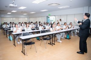 หลักสูตรหัวหน้างาน, หลักสูตรพัฒนาหัวหน้างาน, หลักสูตรหัวหน้างานยุคใหม่, การบริหาร, management, หัวหน้างาน, supervisor, การบังคับบัญชาสำหรับหัวหน้างาน, supervisory, บทบาทหัวหน้างาน, บทบาทและหน้าที่หัวหน้างาน, supervisory skill, การแก้ปัญหาและตัดสินใจ, problem solving, problem solving and decision making, การบริหารความขัดแย้ง, conflict, conflict management, การเป็นผู้นำ, leadership, ผู้นำ, leader, โค้ช, coach, การสอนงาน, coaching, การสั่งการ, การสั่งงาน, directing, การมอบหมายงาน, delegation, การควบคุมงาน, controlling, การจูงใจ, การจูงใจผู้ใต้บังคับบัญชา, การจูงใจลูกน้อง, motivation, การประเมินผลการปฏิบัติงาน, performance appraisal, การบริหารทรัพยากรบุคคล, human resource management, งานด้านบุคคล, hr, human resource, การบริหารทรัพยากรมนุษย์, การพัฒนาบุคลากร, แผนการฝึกอบรมประจำปี, training, training road map, การรักษาบุคลากร, engagement, การรักษาคนเก่ง, talent retention, การคิดอย่างเป็นระบบ, systematic thinking, การคิดสร้างสรรค์, creative thinking, การทำงานเป็นทีม, team, teamwork, การสื่อสาร, communication, การประสานงาน, cooperation, การเจรจาต่อรอง, negotiation, การนำเสนอ, present, presentation, presentation skill, presentation technique, การวางแผน, plan, planning, การจัดลำดับความสำคัญของงาน, priority setting, การให้คำปรึกษา, counseling, การเป็นพี่เลี้ยง, พี่เลี้ยง, mentor, mentoring, การสัมภาษณ์พนักงาน, interview, interviewing, ความฉลาดทางอารมณ์, E.Q., e.q., 5ส, การเพิ่มผลผลิต, productivity, การลดต้นทุน, cost, cost reduction, การขาย, sales, การตลาด, marketing, การให้บริการ, service, service mind, การบริหารลูกค้าสัมพันธ์, crm, customer relationship management, การบริหารเชิงกลยุทธ์, strategic management, การวางแผนกลยุทธ์, strategic planning, การกำหนดตัวชี้วัดในการทำงาน, KPI, การบริหารเวลา, time management, โหงวเฮ้ง, kaizen, บริษัท ไอเดียล อินโนเวชั่น จำกัด, ไอเดียลอินโนเวชั่น, วิชิต สุรพนานนท์ชัย, ดร.วิชิต สุรพนานนท์ชัย, บริษัทที่ปรึกษา, บริษัทวางระบบด้านงานบุคคล, ที่ปรึกษา, งานที่ปรึกษา, ที่ปรึกษา hr ที่ปรึกษาด้าน HR, ที่ปรึกษาองค์กร, บริษัทรับวางระบบ, วางระบบด้านงานบุคคล, วางระบบด้านการบริหาร, วางระบบด้าน HR, งานด้าน HR, ผู้เชี่ยวชาญด้าน HR, วางระบบด้านการขาย, วางระบบด้านการตลาด, วางระบบด้านบัญชี, วางระบบด้านการเงิน