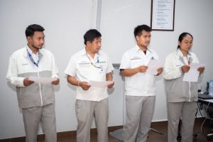 หลักสูตรหัวหน้างาน, หลักสูตรพัฒนาหัวหน้างาน, หลักสูตรหัวหน้างานยุคใหม่, การบริหาร, management, หัวหน้างาน, supervisor, การบังคับบัญชาสำหรับหัวหน้างาน, supervisory, บทบาทหัวหน้างาน, บทบาทและหน้าที่หัวหน้างาน, supervisory skill, การแก้ปัญหาและตัดสินใจ, problem solving, problem solving and decision making, การบริหารความขัดแย้ง, conflict, conflict management, การเป็นผู้นำ, leadership, ผู้นำ, leader, โค้ช, coach, การสอนงาน, coaching, การสั่งการ, การสั่งงาน, directing, การมอบหมายงาน, delegation, การควบคุมงาน, controlling, การจูงใจ, การจูงใจผู้ใต้บังคับบัญชา, การจูงใจลูกน้อง, motivation, การประเมินผลการปฏิบัติงาน, performance appraisal, การบริหารทรัพยากรบุคคล, human resource management, งานด้านบุคคล, hr, human resource, การบริหารทรัพยากรมนุษย์, การพัฒนาบุคลากร, แผนการฝึกอบรมประจำปี, training, training road map, การรักษาบุคลากร, engagement, การรักษาคนเก่ง, talent retention, การคิดอย่างเป็นระบบ, systematic thinking, การคิดสร้างสรรค์, creative thinking, การทำงานเป็นทีม, team, teamwork, การสื่อสาร, communication, การประสานงาน, cooperation, การเจรจาต่อรอง, negotiation, การนำเสนอ, present, presentation, presentation skill, presentation technique, การวางแผน, plan, planning, การจัดลำดับความสำคัญของงาน, priority setting, การให้คำปรึกษา, counseling, การเป็นพี่เลี้ยง, พี่เลี้ยง, mentor, mentoring, การสัมภาษณ์พนักงาน, interview, interviewing, ความฉลาดทางอารมณ์, E.Q., e.q., 5ส, การเพิ่มผลผลิต, productivity, การลดต้นทุน, cost, cost reduction, การขาย, sales, การตลาด, marketing, การให้บริการ, service, service mind, การบริหารลูกค้าสัมพันธ์, crm, customer relationship management, การบริหารเชิงกลยุทธ์, strategic management, การวางแผนกลยุทธ์, strategic planning, การกำหนดตัวชี้วัดในการทำงาน, KPI, การบริหารเวลา, time management, โหงวเฮ้ง, kaizen, บริษัท ไอเดียล อินโนเวชั่น จำกัด, ไอเดียลอินโนเวชั่น, วิชิต สุรพนานนท์ชัย, ดร.วิชิต สุรพนานนท์ชัย, บริษัทที่ปรึกษา, บริษัทวางระบบด้านงานบุคคล, ที่ปรึกษา, งานที่ปรึกษา, ที่ปรึกษา hr ที่ปรึกษาด้าน HR, ที่ปรึกษาองค์กร, บริษัทรับวางระบบ, วางระบบด้านงานบุคคล, วางระบบด้านการบริหาร, วางระบบด้าน HR, งานด้าน HR, ผู้เชี่ยวชาญด้าน HR, วางระบบด้านการขาย, วางระบบด้านการตลาด, วางระบบด้านบัญชี, วางระบบด้านการเงิน