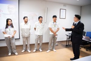 หลักสูตรหัวหน้างาน, หลักสูตรพัฒนาหัวหน้างาน, หลักสูตรหัวหน้างานยุคใหม่, การบริหาร, management, หัวหน้างาน, supervisor, การบังคับบัญชาสำหรับหัวหน้างาน, supervisory, บทบาทหัวหน้างาน, บทบาทและหน้าที่หัวหน้างาน, supervisory skill, การแก้ปัญหาและตัดสินใจ, problem solving, problem solving and decision making, การบริหารความขัดแย้ง, conflict, conflict management, การเป็นผู้นำ, leadership, ผู้นำ, leader, โค้ช, coach, การสอนงาน, coaching, การสั่งการ, การสั่งงาน, directing, การมอบหมายงาน, delegation, การควบคุมงาน, controlling, การจูงใจ, การจูงใจผู้ใต้บังคับบัญชา, การจูงใจลูกน้อง, motivation, การประเมินผลการปฏิบัติงาน, performance appraisal, การบริหารทรัพยากรบุคคล, human resource management, งานด้านบุคคล, hr, human resource, การบริหารทรัพยากรมนุษย์, การพัฒนาบุคลากร, แผนการฝึกอบรมประจำปี, training, training road map, การรักษาบุคลากร, engagement, การรักษาคนเก่ง, talent retention, การคิดอย่างเป็นระบบ, systematic thinking, การคิดสร้างสรรค์, creative thinking, การทำงานเป็นทีม, team, teamwork, การสื่อสาร, communication, การประสานงาน, cooperation, การเจรจาต่อรอง, negotiation, การนำเสนอ, present, presentation, presentation skill, presentation technique, การวางแผน, plan, planning, การจัดลำดับความสำคัญของงาน, priority setting, การให้คำปรึกษา, counseling, การเป็นพี่เลี้ยง, พี่เลี้ยง, mentor, mentoring, การสัมภาษณ์พนักงาน, interview, interviewing, ความฉลาดทางอารมณ์, E.Q., e.q., 5ส, การเพิ่มผลผลิต, productivity, การลดต้นทุน, cost, cost reduction, การขาย, sales, การตลาด, marketing, การให้บริการ, service, service mind, การบริหารลูกค้าสัมพันธ์, crm, customer relationship management, การบริหารเชิงกลยุทธ์, strategic management, การวางแผนกลยุทธ์, strategic planning, การกำหนดตัวชี้วัดในการทำงาน, KPI, การบริหารเวลา, time management, โหงวเฮ้ง, kaizen, บริษัท ไอเดียล อินโนเวชั่น จำกัด, ไอเดียลอินโนเวชั่น, วิชิต สุรพนานนท์ชัย, ดร.วิชิต สุรพนานนท์ชัย, บริษัทที่ปรึกษา, บริษัทวางระบบด้านงานบุคคล, ที่ปรึกษา, งานที่ปรึกษา, ที่ปรึกษา hr ที่ปรึกษาด้าน HR, ที่ปรึกษาองค์กร, บริษัทรับวางระบบ, วางระบบด้านงานบุคคล, วางระบบด้านการบริหาร, วางระบบด้าน HR, งานด้าน HR, ผู้เชี่ยวชาญด้าน HR, วางระบบด้านการขาย, วางระบบด้านการตลาด, วางระบบด้านบัญชี, วางระบบด้านการเงิน
