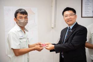 หลักสูตรหัวหน้างาน, หลักสูตรพัฒนาหัวหน้างาน, หลักสูตรหัวหน้างานยุคใหม่, การบริหาร, management, หัวหน้างาน, supervisor, การบังคับบัญชาสำหรับหัวหน้างาน, supervisory, บทบาทหัวหน้างาน, บทบาทและหน้าที่หัวหน้างาน, supervisory skill, การแก้ปัญหาและตัดสินใจ, problem solving, problem solving and decision making, การบริหารความขัดแย้ง, conflict, conflict management, การเป็นผู้นำ, leadership, ผู้นำ, leader, โค้ช, coach, การสอนงาน, coaching, การสั่งการ, การสั่งงาน, directing, การมอบหมายงาน, delegation, การควบคุมงาน, controlling, การจูงใจ, การจูงใจผู้ใต้บังคับบัญชา, การจูงใจลูกน้อง, motivation, การประเมินผลการปฏิบัติงาน, performance appraisal, การบริหารทรัพยากรบุคคล, human resource management, งานด้านบุคคล, hr, human resource, การบริหารทรัพยากรมนุษย์, การพัฒนาบุคลากร, แผนการฝึกอบรมประจำปี, training, training road map, การรักษาบุคลากร, engagement, การรักษาคนเก่ง, talent retention, การคิดอย่างเป็นระบบ, systematic thinking, การคิดสร้างสรรค์, creative thinking, การทำงานเป็นทีม, team, teamwork, การสื่อสาร, communication, การประสานงาน, cooperation, การเจรจาต่อรอง, negotiation, การนำเสนอ, present, presentation, presentation skill, presentation technique, การวางแผน, plan, planning, การจัดลำดับความสำคัญของงาน, priority setting, การให้คำปรึกษา, counseling, การเป็นพี่เลี้ยง, พี่เลี้ยง, mentor, mentoring, การสัมภาษณ์พนักงาน, interview, interviewing, ความฉลาดทางอารมณ์, E.Q., e.q., 5ส, การเพิ่มผลผลิต, productivity, การลดต้นทุน, cost, cost reduction, การขาย, sales, การตลาด, marketing, การให้บริการ, service, service mind, การบริหารลูกค้าสัมพันธ์, crm, customer relationship management, การบริหารเชิงกลยุทธ์, strategic management, การวางแผนกลยุทธ์, strategic planning, การกำหนดตัวชี้วัดในการทำงาน, KPI, การบริหารเวลา, time management, โหงวเฮ้ง, kaizen, บริษัท ไอเดียล อินโนเวชั่น จำกัด, ไอเดียลอินโนเวชั่น, วิชิต สุรพนานนท์ชัย, ดร.วิชิต สุรพนานนท์ชัย, บริษัทที่ปรึกษา, บริษัทวางระบบด้านงานบุคคล, ที่ปรึกษา, งานที่ปรึกษา, ที่ปรึกษา hr ที่ปรึกษาด้าน HR, ที่ปรึกษาองค์กร, บริษัทรับวางระบบ, วางระบบด้านงานบุคคล, วางระบบด้านการบริหาร, วางระบบด้าน HR, งานด้าน HR, ผู้เชี่ยวชาญด้าน HR, วางระบบด้านการขาย, วางระบบด้านการตลาด, วางระบบด้านบัญชี, วางระบบด้านการเงิน