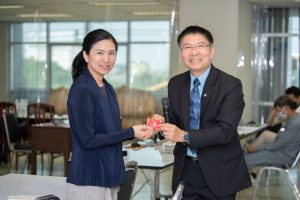 หลักสูตรหัวหน้างาน, หลักสูตรพัฒนาหัวหน้างาน, หลักสูตรหัวหน้างานยุคใหม่, การบริหาร, management, หัวหน้างาน, supervisor, การบังคับบัญชาสำหรับหัวหน้างาน, supervisory, บทบาทหัวหน้างาน, บทบาทและหน้าที่หัวหน้างาน, supervisory skill, การแก้ปัญหาและตัดสินใจ, problem solving, problem solving and decision making, การบริหารความขัดแย้ง, conflict, conflict management, การเป็นผู้นำ, leadership, ผู้นำ, leader, โค้ช, coach, การสอนงาน, coaching, การสั่งการ, การสั่งงาน, directing, การมอบหมายงาน, delegation, การควบคุมงาน, controlling, การจูงใจ, การจูงใจผู้ใต้บังคับบัญชา, การจูงใจลูกน้อง, motivation, การประเมินผลการปฏิบัติงาน, performance appraisal, การบริหารทรัพยากรบุคคล, human resource management, งานด้านบุคคล, hr, human resource, การบริหารทรัพยากรมนุษย์, การพัฒนาบุคลากร, แผนการฝึกอบรมประจำปี, training, training road map, การรักษาบุคลากร, engagement, การรักษาคนเก่ง, talent retention, การคิดอย่างเป็นระบบ, systematic thinking, การคิดสร้างสรรค์, creative thinking, การทำงานเป็นทีม, team, teamwork, การสื่อสาร, communication, การประสานงาน, cooperation, การเจรจาต่อรอง, negotiation, การนำเสนอ, present, presentation, presentation skill, presentation technique, การวางแผน, plan, planning, การจัดลำดับความสำคัญของงาน, priority setting, การให้คำปรึกษา, counseling, การเป็นพี่เลี้ยง, พี่เลี้ยง, mentor, mentoring, การสัมภาษณ์พนักงาน, interview, interviewing, ความฉลาดทางอารมณ์, E.Q., e.q., 5ส, การเพิ่มผลผลิต, productivity, การลดต้นทุน, cost, cost reduction, การขาย, sales, การตลาด, marketing, การให้บริการ, service, service mind, การบริหารลูกค้าสัมพันธ์, crm, customer relationship management, การบริหารเชิงกลยุทธ์, strategic management, การวางแผนกลยุทธ์, strategic planning, การกำหนดตัวชี้วัดในการทำงาน, kpi, การบริหารเวลา, time management, โหงวเฮ้ง, kaizen, บริษัท ไอเดียล อินโนเวชั่น จำกัด, ไอเดียลอินโนเวชั่น, วิชิต สุรพนานนท์ชัย, ดร.วิชิต สุรพนานนท์ชัย, บริษัทวางระบบองค์กร, วางระบบองค์กร, วางระบบบริษัท, รับวางระบบบริษัท, บริษัทวางระบบ, การวางระบบบริษัท, บริษัทที่ปรึกษา, บริษัทวางระบบด้านงานบุคคล, ที่ปรึกษา, งานที่ปรึกษา, ที่ปรึกษาด้าน hr, บริษัทที่ปรึกษาด้าน hr, ที่ปรึกษา hr, ปรึกษา hr, ที่ปรึกษางาน hr, ที่ปรึกษาด้านทรัพยากรบุคคล, บริษัท hr consultant, บริษัทที่ปรึกษาด้าน hrd, ที่ปรึกษา hrd, ปรึกษา hrd, ที่ปรึกษางาน hrd, บริษัทที่ปรึกษาธุรกิจ, บริษัทที่ปรึกษาจำกัด, ที่ปรึกษาองค์กร, บริษัทรับวางระบบ, วางระบบด้านงานบุคคล, วางระบบด้านการบริหาร, วางระบบด้าน hr, งานด้าน hr, ผู้เชี่ยวชาญด้าน hr, ที่ปรึกษาด้านการขาย, วางระบบด้านการขาย, ที่ปรึกษาด้านการตลาด, วางระบบด้านการตลาด, ที่ปรึกษาด้านบัญชี, วางระบบด้านบัญชี, ที่ปรึกษาด้านการเงิน, วางระบบด้านการเงิน, ที่ปรึกษาด้านบริการ, วางระบบด้านบริการ