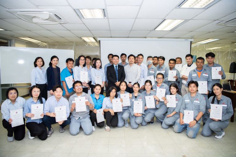 หลักสูตรหัวหน้างาน, หลักสูตรพัฒนาหัวหน้างาน, หลักสูตรหัวหน้างานยุคใหม่, การบริหาร, management, หัวหน้างาน, supervisor, การบังคับบัญชาสำหรับหัวหน้างาน, supervisory, บทบาทหัวหน้างาน, บทบาทและหน้าที่หัวหน้างาน, supervisory skill, การแก้ปัญหาและตัดสินใจ, problem solving, problem solving and decision making, การบริหารความขัดแย้ง, conflict, conflict management, การเป็นผู้นำ, leadership, ผู้นำ, leader, โค้ช, coach, การสอนงาน, coaching, การสั่งการ, การสั่งงาน, directing, การมอบหมายงาน, delegation, การควบคุมงาน, controlling, การจูงใจ, การจูงใจผู้ใต้บังคับบัญชา, การจูงใจลูกน้อง, motivation, การประเมินผลการปฏิบัติงาน, performance appraisal, การบริหารทรัพยากรบุคคล, human resource management, งานด้านบุคคล, hr, human resource, การบริหารทรัพยากรมนุษย์, การพัฒนาบุคลากร, แผนการฝึกอบรมประจำปี, training, training road map, การรักษาบุคลากร, engagement, การรักษาคนเก่ง, talent retention, การคิดอย่างเป็นระบบ, systematic thinking, การคิดสร้างสรรค์, creative thinking, การทำงานเป็นทีม, team, teamwork, การสื่อสาร, communication, การประสานงาน, cooperation, การเจรจาต่อรอง, negotiation, การนำเสนอ, present, presentation, presentation skill, presentation technique, การวางแผน, plan, planning, การจัดลำดับความสำคัญของงาน, priority setting, การให้คำปรึกษา, counseling, การเป็นพี่เลี้ยง, พี่เลี้ยง, mentor, mentoring, การสัมภาษณ์พนักงาน, interview, interviewing, ความฉลาดทางอารมณ์, E.Q., e.q., 5ส, การเพิ่มผลผลิต, productivity, การลดต้นทุน, cost, cost reduction, การขาย, sales, การตลาด, marketing, การให้บริการ, service, service mind, การบริหารลูกค้าสัมพันธ์, crm, customer relationship management, การบริหารเชิงกลยุทธ์, strategic management, การวางแผนกลยุทธ์, strategic planning, การกำหนดตัวชี้วัดในการทำงาน, kpi, การบริหารเวลา, time management, โหงวเฮ้ง, kaizen, บริษัท ไอเดียล อินโนเวชั่น จำกัด, ไอเดียลอินโนเวชั่น, วิชิต สุรพนานนท์ชัย, ดร.วิชิต สุรพนานนท์ชัย, บริษัทวางระบบองค์กร, วางระบบองค์กร, วางระบบบริษัท, รับวางระบบบริษัท, บริษัทวางระบบ, การวางระบบบริษัท, บริษัทที่ปรึกษา, บริษัทวางระบบด้านงานบุคคล, ที่ปรึกษา, งานที่ปรึกษา, ที่ปรึกษาด้าน hr, บริษัทที่ปรึกษาด้าน hr, ที่ปรึกษา hr, ปรึกษา hr, ที่ปรึกษางาน hr, ที่ปรึกษาด้านทรัพยากรบุคคล, บริษัท hr consultant, บริษัทที่ปรึกษาด้าน hrd, ที่ปรึกษา hrd, ปรึกษา hrd, ที่ปรึกษางาน hrd, บริษัทที่ปรึกษาธุรกิจ, บริษัทที่ปรึกษาจำกัด, ที่ปรึกษาองค์กร, บริษัทรับวางระบบ, วางระบบด้านงานบุคคล, วางระบบด้านการบริหาร, วางระบบด้าน hr, งานด้าน hr, ผู้เชี่ยวชาญด้าน hr, ที่ปรึกษาด้านการขาย, วางระบบด้านการขาย, ที่ปรึกษาด้านการตลาด, วางระบบด้านการตลาด, ที่ปรึกษาด้านบัญชี, วางระบบด้านบัญชี, ที่ปรึกษาด้านการเงิน, วางระบบด้านการเงิน, ที่ปรึกษาด้านบริการ, วางระบบด้านบริการ