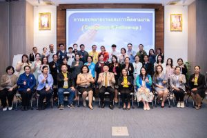 หลักสูตรหัวหน้างาน, หลักสูตรพัฒนาหัวหน้างาน, หลักสูตรหัวหน้างานยุคใหม่, การบริหาร, management, หัวหน้างาน, supervisor, การบังคับบัญชาสำหรับหัวหน้างาน, supervisory, บทบาทหัวหน้างาน, บทบาทและหน้าที่หัวหน้างาน, supervisory skill, การแก้ปัญหาและตัดสินใจ, problem solving, problem solving and decision making, การบริหารความขัดแย้ง, conflict, conflict management, การเป็นผู้นำ, leadership, ผู้นำ, leader, โค้ช, coach, การสอนงาน, coaching, การสั่งการ, การสั่งงาน, directing, การมอบหมายงาน, delegation, การควบคุมงาน, controlling, การจูงใจ, การจูงใจผู้ใต้บังคับบัญชา, การจูงใจลูกน้อง, motivation, การประเมินผลการปฏิบัติงาน, performance appraisal, การบริหารทรัพยากรบุคคล, human resource management, งานด้านบุคคล, hr, human resource, การบริหารทรัพยากรมนุษย์, การพัฒนาบุคลากร, แผนการฝึกอบรมประจำปี, training, training road map, การรักษาบุคลากร, engagement, การรักษาคนเก่ง, talent retention, การคิดอย่างเป็นระบบ, systematic thinking, การคิดสร้างสรรค์, creative thinking, การทำงานเป็นทีม, team, teamwork, การสื่อสาร, communication, การประสานงาน, cooperation, การเจรจาต่อรอง, negotiation, การนำเสนอ, present, presentation, presentation skill, presentation technique, การวางแผน, plan, planning, การจัดลำดับความสำคัญของงาน, priority setting, การให้คำปรึกษา, counseling, การเป็นพี่เลี้ยง, พี่เลี้ยง, mentor, mentoring, การสัมภาษณ์พนักงาน, interview, interviewing, ความฉลาดทางอารมณ์, E.Q., e.q., 5ส, การเพิ่มผลผลิต, productivity, การลดต้นทุน, cost, cost reduction, การขาย, sales, การตลาด, marketing, การให้บริการ, service, service mind, การบริหารลูกค้าสัมพันธ์, crm, customer relationship management, การบริหารเชิงกลยุทธ์, strategic management, การวางแผนกลยุทธ์, strategic planning, การกำหนดตัวชี้วัดในการทำงาน, kpi, การบริหารเวลา, time management, โหงวเฮ้ง, kaizen, บริษัท ไอเดียล อินโนเวชั่น จำกัด, ไอเดียลอินโนเวชั่น, วิชิต สุรพนานนท์ชัย, ดร.วิชิต สุรพนานนท์ชัย, บริษัทวางระบบองค์กร, วางระบบองค์กร, วางระบบบริษัท, รับวางระบบบริษัท, บริษัทวางระบบ, การวางระบบบริษัท, บริษัทที่ปรึกษา, บริษัทวางระบบด้านงานบุคคล, ที่ปรึกษา, งานที่ปรึกษา, ที่ปรึกษาด้าน hr, บริษัทที่ปรึกษาด้าน hr, ที่ปรึกษา hr, ปรึกษา hr, ที่ปรึกษางาน hr, ที่ปรึกษาด้านทรัพยากรบุคคล, บริษัท hr consultant, บริษัทที่ปรึกษาด้าน hrd, ที่ปรึกษา hrd, ปรึกษา hrd, ที่ปรึกษางาน hrd, บริษัทที่ปรึกษาธุรกิจ, บริษัทที่ปรึกษาจำกัด, ที่ปรึกษาองค์กร, บริษัทรับวางระบบ, วางระบบด้านงานบุคคล, วางระบบด้านการบริหาร, วางระบบด้าน hr, งานด้าน hr, ผู้เชี่ยวชาญด้าน hr, ที่ปรึกษาด้านการขาย, วางระบบด้านการขาย, ที่ปรึกษาด้านการตลาด, วางระบบด้านการตลาด, ที่ปรึกษาด้านบัญชี, วางระบบด้านบัญชี, ที่ปรึกษาด้านการเงิน, วางระบบด้านการเงิน, ที่ปรึกษาด้านบริการ, วางระบบด้านบริการ