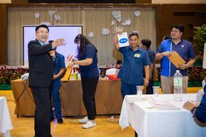 หลักสูตรหัวหน้างาน, หลักสูตรพัฒนาหัวหน้างาน, หลักสูตรหัวหน้างานยุคใหม่, การบริหาร, management, หัวหน้างาน, supervisor, การบังคับบัญชาสำหรับหัวหน้างาน, supervisory, บทบาทหัวหน้างาน, บทบาทและหน้าที่หัวหน้างาน, supervisory skill, การแก้ปัญหาและตัดสินใจ, problem solving, problem solving and decision making, การบริหารความขัดแย้ง, conflict, conflict management, การเป็นผู้นำ, leadership, ผู้นำ, leader, โค้ช, coach, การสอนงาน, coaching, การสั่งการ, การสั่งงาน, directing, การมอบหมายงาน, delegation, การควบคุมงาน, controlling, การจูงใจ, การจูงใจผู้ใต้บังคับบัญชา, การจูงใจลูกน้อง, motivation, การประเมินผลการปฏิบัติงาน, performance appraisal, การบริหารทรัพยากรบุคคล, human resource management, งานด้านบุคคล, hr, human resource, การบริหารทรัพยากรมนุษย์, การพัฒนาบุคลากร, แผนการฝึกอบรมประจำปี, training, training road map, การรักษาบุคลากร, engagement, การรักษาคนเก่ง, talent retention, การคิดอย่างเป็นระบบ, systematic thinking, การคิดสร้างสรรค์, creative thinking, การทำงานเป็นทีม, team, teamwork, การสื่อสาร, communication, การประสานงาน, cooperation, การเจรจาต่อรอง, negotiation, การนำเสนอ, present, presentation, presentation skill, presentation technique, การวางแผน, plan, planning, การจัดลำดับความสำคัญของงาน, priority setting, การให้คำปรึกษา, counseling, การเป็นพี่เลี้ยง, พี่เลี้ยง, mentor, mentoring, การสัมภาษณ์พนักงาน, interview, interviewing, ความฉลาดทางอารมณ์, E.Q., e.q., 5ส, การเพิ่มผลผลิต, productivity, การลดต้นทุน, cost, cost reduction, การขาย, sales, การตลาด, marketing, การให้บริการ, service, service mind, การบริหารลูกค้าสัมพันธ์, crm, customer relationship management, การบริหารเชิงกลยุทธ์, strategic management, การวางแผนกลยุทธ์, strategic planning, การกำหนดตัวชี้วัดในการทำงาน, kpi, การบริหารเวลา, time management, โหงวเฮ้ง, kaizen, บริษัท ไอเดียล อินโนเวชั่น จำกัด, ไอเดียลอินโนเวชั่น, วิชิต สุรพนานนท์ชัย, ดร.วิชิต สุรพนานนท์ชัย, บริษัทวางระบบองค์กร, วางระบบองค์กร, วางระบบบริษัท, รับวางระบบบริษัท, บริษัทวางระบบ, การวางระบบบริษัท, บริษัทที่ปรึกษา, บริษัทวางระบบด้านงานบุคคล, ที่ปรึกษา, งานที่ปรึกษา, ที่ปรึกษาด้าน hr, บริษัทที่ปรึกษาด้าน hr, ที่ปรึกษา hr, ปรึกษา hr, ที่ปรึกษางาน hr, ที่ปรึกษาด้านทรัพยากรบุคคล, บริษัท hr consultant, บริษัทที่ปรึกษาด้าน hrd, ที่ปรึกษา hrd, ปรึกษา hrd, ที่ปรึกษางาน hrd, บริษัทที่ปรึกษาธุรกิจ, บริษัทที่ปรึกษาจำกัด, ที่ปรึกษาองค์กร, บริษัทรับวางระบบ, วางระบบด้านงานบุคคล, วางระบบด้านการบริหาร, วางระบบด้าน hr, งานด้าน hr, ผู้เชี่ยวชาญด้าน hr, ที่ปรึกษาด้านการขาย, วางระบบด้านการขาย, ที่ปรึกษาด้านการตลาด, วางระบบด้านการตลาด, ที่ปรึกษาด้านบัญชี, วางระบบด้านบัญชี, ที่ปรึกษาด้านการเงิน, วางระบบด้านการเงิน, ที่ปรึกษาด้านบริการ, วางระบบด้านบริการ