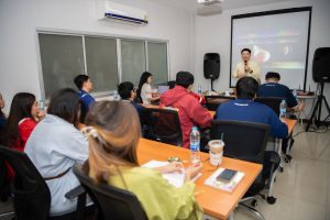 หลักสูตรหัวหน้างาน, หลักสูตรพัฒนาหัวหน้างาน, หลักสูตรหัวหน้างานยุคใหม่, การบริหาร, management, หัวหน้างาน, supervisor, การบังคับบัญชาสำหรับหัวหน้างาน, supervisory, บทบาทหัวหน้างาน, บทบาทและหน้าที่หัวหน้างาน, supervisory skill, การแก้ปัญหาและตัดสินใจ, problem solving, problem solving and decision making, การบริหารความขัดแย้ง, conflict, conflict management, การเป็นผู้นำ, leadership, ผู้นำ, leader, โค้ช, coach, การสอนงาน, coaching, การสั่งการ, การสั่งงาน, directing, การมอบหมายงาน, delegation, การควบคุมงาน, controlling, การจูงใจ, การจูงใจผู้ใต้บังคับบัญชา, การจูงใจลูกน้อง, motivation, การประเมินผลการปฏิบัติงาน, performance appraisal, การบริหารทรัพยากรบุคคล, human resource management, งานด้านบุคคล, hr, human resource, การบริหารทรัพยากรมนุษย์, การพัฒนาบุคลากร, แผนการฝึกอบรมประจำปี, training, training road map, การรักษาบุคลากร, engagement, การรักษาคนเก่ง, talent retention, การคิดอย่างเป็นระบบ, systematic thinking, การคิดสร้างสรรค์, creative thinking, การทำงานเป็นทีม, team, teamwork, การสื่อสาร, communication, การประสานงาน, cooperation, การเจรจาต่อรอง, negotiation, การนำเสนอ, present, presentation, presentation skill, presentation technique, การวางแผน, plan, planning, การจัดลำดับความสำคัญของงาน, priority setting, การให้คำปรึกษา, counseling, การเป็นพี่เลี้ยง, พี่เลี้ยง, mentor, mentoring, การสัมภาษณ์พนักงาน, interview, interviewing, ความฉลาดทางอารมณ์, E.Q., e.q., 5ส, การเพิ่มผลผลิต, productivity, การลดต้นทุน, cost, cost reduction, การขาย, sales, การตลาด, marketing, การให้บริการ, service, service mind, การบริหารลูกค้าสัมพันธ์, crm, customer relationship management, การบริหารเชิงกลยุทธ์, strategic management, การวางแผนกลยุทธ์, strategic planning, การกำหนดตัวชี้วัดในการทำงาน, kpi, การบริหารเวลา, time management, โหงวเฮ้ง, kaizen, บริษัท ไอเดียล อินโนเวชั่น จำกัด, ไอเดียลอินโนเวชั่น, วิชิต สุรพนานนท์ชัย, ดร.วิชิต สุรพนานนท์ชัย, บริษัทวางระบบองค์กร, วางระบบองค์กร, วางระบบบริษัท, รับวางระบบบริษัท, บริษัทวางระบบ, การวางระบบบริษัท, บริษัทที่ปรึกษา, บริษัทวางระบบด้านงานบุคคล, ที่ปรึกษา, งานที่ปรึกษา, ที่ปรึกษาด้าน hr, บริษัทที่ปรึกษาด้าน hr, ที่ปรึกษา hr, ปรึกษา hr, ที่ปรึกษางาน hr, ที่ปรึกษาด้านทรัพยากรบุคคล, บริษัท hr consultant, บริษัทที่ปรึกษาด้าน hrd, ที่ปรึกษา hrd, ปรึกษา hrd, ที่ปรึกษางาน hrd, บริษัทที่ปรึกษาธุรกิจ, บริษัทที่ปรึกษาจำกัด, ที่ปรึกษาองค์กร, บริษัทรับวางระบบ, วางระบบด้านงานบุคคล, วางระบบด้านการบริหาร, วางระบบด้าน hr, งานด้าน hr, ผู้เชี่ยวชาญด้าน hr, ที่ปรึกษาด้านการขาย, วางระบบด้านการขาย, ที่ปรึกษาด้านการตลาด, วางระบบด้านการตลาด, ที่ปรึกษาด้านบัญชี, วางระบบด้านบัญชี, ที่ปรึกษาด้านการเงิน, วางระบบด้านการเงิน, ที่ปรึกษาด้านบริการ, วางระบบด้านบริการ