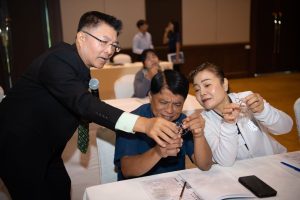 หลักสูตรหัวหน้างาน, หลักสูตรพัฒนาหัวหน้างาน, หลักสูตรหัวหน้างานยุคใหม่, การบริหาร, management, หัวหน้างาน, supervisor, การบังคับบัญชาสำหรับหัวหน้างาน, supervisory, บทบาทหัวหน้างาน, บทบาทและหน้าที่หัวหน้างาน, supervisory skill, การแก้ปัญหาและตัดสินใจ, problem solving, problem solving and decision making, การบริหารความขัดแย้ง, conflict, conflict management, การเป็นผู้นำ, leadership, ผู้นำ, leader, โค้ช, coach, การสอนงาน, coaching, การสั่งการ, การสั่งงาน, directing, การมอบหมายงาน, delegation, การควบคุมงาน, controlling, การจูงใจ, การจูงใจผู้ใต้บังคับบัญชา, การจูงใจลูกน้อง, motivation, การประเมินผลการปฏิบัติงาน, performance appraisal, การบริหารทรัพยากรบุคคล, human resource management, งานด้านบุคคล, hr, human resource, การบริหารทรัพยากรมนุษย์, การพัฒนาบุคลากร, แผนการฝึกอบรมประจำปี, training, training road map, การรักษาบุคลากร, engagement, การรักษาคนเก่ง, talent retention, การคิดอย่างเป็นระบบ, systematic thinking, การคิดสร้างสรรค์, creative thinking, การทำงานเป็นทีม, team, teamwork, การสื่อสาร, communication, การประสานงาน, cooperation, การเจรจาต่อรอง, negotiation, การนำเสนอ, present, presentation, presentation skill, presentation technique, การวางแผน, plan, planning, การจัดลำดับความสำคัญของงาน, priority setting, การให้คำปรึกษา, counseling, การเป็นพี่เลี้ยง, พี่เลี้ยง, mentor, mentoring, การสัมภาษณ์พนักงาน, interview, interviewing, ความฉลาดทางอารมณ์, E.Q., e.q., 5ส, การเพิ่มผลผลิต, productivity, การลดต้นทุน, cost, cost reduction, การขาย, sales, การตลาด, marketing, การให้บริการ, service, service mind, การบริหารลูกค้าสัมพันธ์, crm, customer relationship management, การบริหารเชิงกลยุทธ์, strategic management, การวางแผนกลยุทธ์, strategic planning, การกำหนดตัวชี้วัดในการทำงาน, kpi, การบริหารเวลา, time management, โหงวเฮ้ง, kaizen, บริษัท ไอเดียล อินโนเวชั่น จำกัด, ไอเดียลอินโนเวชั่น, วิชิต สุรพนานนท์ชัย, ดร.วิชิต สุรพนานนท์ชัย, บริษัทวางระบบองค์กร, วางระบบองค์กร, วางระบบบริษัท, รับวางระบบบริษัท, บริษัทวางระบบ, การวางระบบบริษัท, บริษัทที่ปรึกษา, บริษัทวางระบบด้านงานบุคคล, ที่ปรึกษา, งานที่ปรึกษา, ที่ปรึกษาด้าน hr, บริษัทที่ปรึกษาด้าน hr, ที่ปรึกษา hr, ปรึกษา hr, ที่ปรึกษางาน hr, ที่ปรึกษาด้านทรัพยากรบุคคล, บริษัท hr consultant, บริษัทที่ปรึกษาด้าน hrd, ที่ปรึกษา hrd, ปรึกษา hrd, ที่ปรึกษางาน hrd, บริษัทที่ปรึกษาธุรกิจ, บริษัทที่ปรึกษาจำกัด, ที่ปรึกษาองค์กร, บริษัทรับวางระบบ, วางระบบด้านงานบุคคล, วางระบบด้านการบริหาร, วางระบบด้าน hr, งานด้าน hr, ผู้เชี่ยวชาญด้าน hr, ที่ปรึกษาด้านการขาย, วางระบบด้านการขาย, ที่ปรึกษาด้านการตลาด, วางระบบด้านการตลาด, ที่ปรึกษาด้านบัญชี, วางระบบด้านบัญชี, ที่ปรึกษาด้านการเงิน, วางระบบด้านการเงิน, ที่ปรึกษาด้านบริการ, วางระบบด้านบริการ
