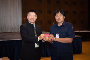 หลักสูตรหัวหน้างาน, หลักสูตรพัฒนาหัวหน้างาน, หลักสูตรหัวหน้างานยุคใหม่, การบริหาร, management, หัวหน้างาน, supervisor, การบังคับบัญชาสำหรับหัวหน้างาน, supervisory, บทบาทหัวหน้างาน, บทบาทและหน้าที่หัวหน้างาน, supervisory skill, การแก้ปัญหาและตัดสินใจ, problem solving, problem solving and decision making, การบริหารความขัดแย้ง, conflict, conflict management, การเป็นผู้นำ, leadership, ผู้นำ, leader, โค้ช, coach, การสอนงาน, coaching, การสั่งการ, การสั่งงาน, directing, การมอบหมายงาน, delegation, การควบคุมงาน, controlling, การจูงใจ, การจูงใจผู้ใต้บังคับบัญชา, การจูงใจลูกน้อง, motivation, การประเมินผลการปฏิบัติงาน, performance appraisal, การบริหารทรัพยากรบุคคล, human resource management, งานด้านบุคคล, hr, human resource, การบริหารทรัพยากรมนุษย์, การพัฒนาบุคลากร, แผนการฝึกอบรมประจำปี, training, training road map, การรักษาบุคลากร, engagement, การรักษาคนเก่ง, talent retention, การคิดอย่างเป็นระบบ, systematic thinking, การคิดสร้างสรรค์, creative thinking, การทำงานเป็นทีม, team, teamwork, การสื่อสาร, communication, การประสานงาน, cooperation, การเจรจาต่อรอง, negotiation, การนำเสนอ, present, presentation, presentation skill, presentation technique, การวางแผน, plan, planning, การจัดลำดับความสำคัญของงาน, priority setting, การให้คำปรึกษา, counseling, การเป็นพี่เลี้ยง, พี่เลี้ยง, mentor, mentoring, การสัมภาษณ์พนักงาน, interview, interviewing, ความฉลาดทางอารมณ์, E.Q., e.q., 5ส, การเพิ่มผลผลิต, productivity, การลดต้นทุน, cost, cost reduction, การขาย, sales, การตลาด, marketing, การให้บริการ, service, service mind, การบริหารลูกค้าสัมพันธ์, crm, customer relationship management, การบริหารเชิงกลยุทธ์, strategic management, การวางแผนกลยุทธ์, strategic planning, การกำหนดตัวชี้วัดในการทำงาน, kpi, การบริหารเวลา, time management, โหงวเฮ้ง, kaizen, บริษัท ไอเดียล อินโนเวชั่น จำกัด, ไอเดียลอินโนเวชั่น, วิชิต สุรพนานนท์ชัย, ดร.วิชิต สุรพนานนท์ชัย, บริษัทวางระบบองค์กร, วางระบบองค์กร, วางระบบบริษัท, รับวางระบบบริษัท, บริษัทวางระบบ, การวางระบบบริษัท, บริษัทที่ปรึกษา, บริษัทวางระบบด้านงานบุคคล, ที่ปรึกษา, งานที่ปรึกษา, ที่ปรึกษาด้าน hr, บริษัทที่ปรึกษาด้าน hr, ที่ปรึกษา hr, ปรึกษา hr, ที่ปรึกษางาน hr, ที่ปรึกษาด้านทรัพยากรบุคคล, บริษัท hr consultant, บริษัทที่ปรึกษาด้าน hrd, ที่ปรึกษา hrd, ปรึกษา hrd, ที่ปรึกษางาน hrd, บริษัทที่ปรึกษาธุรกิจ, บริษัทที่ปรึกษาจำกัด, ที่ปรึกษาองค์กร, บริษัทรับวางระบบ, วางระบบด้านงานบุคคล, วางระบบด้านการบริหาร, วางระบบด้าน hr, งานด้าน hr, ผู้เชี่ยวชาญด้าน hr, ที่ปรึกษาด้านการขาย, วางระบบด้านการขาย, ที่ปรึกษาด้านการตลาด, วางระบบด้านการตลาด, ที่ปรึกษาด้านบัญชี, วางระบบด้านบัญชี, ที่ปรึกษาด้านการเงิน, วางระบบด้านการเงิน, ที่ปรึกษาด้านบริการ, วางระบบด้านบริการ