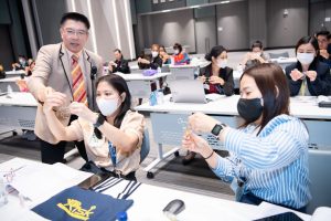 หลักสูตรหัวหน้างาน, หลักสูตรพัฒนาหัวหน้างาน, หลักสูตรหัวหน้างานยุคใหม่, การบริหาร, management, หัวหน้างาน, supervisor, การบังคับบัญชาสำหรับหัวหน้างาน, supervisory, บทบาทหัวหน้างาน, บทบาทและหน้าที่หัวหน้างาน, supervisory skill, การแก้ปัญหาและตัดสินใจ, problem solving, problem solving and decision making, การบริหารความขัดแย้ง, conflict, conflict management, การเป็นผู้นำ, leadership, ผู้นำ, leader, โค้ช, coach, การสอนงาน, coaching, การสั่งการ, การสั่งงาน, directing, การมอบหมายงาน, delegation, การควบคุมงาน, controlling, การจูงใจ, การจูงใจผู้ใต้บังคับบัญชา, การจูงใจลูกน้อง, motivation, การประเมินผลการปฏิบัติงาน, performance appraisal, การบริหารทรัพยากรบุคคล, human resource management, งานด้านบุคคล, hr, human resource, การบริหารทรัพยากรมนุษย์, การพัฒนาบุคลากร, แผนการฝึกอบรมประจำปี, training, training road map, การรักษาบุคลากร, engagement, การรักษาคนเก่ง, talent retention, การคิดอย่างเป็นระบบ, systematic thinking, การคิดสร้างสรรค์, creative thinking, การทำงานเป็นทีม, team, teamwork, การสื่อสาร, communication, การประสานงาน, cooperation, การเจรจาต่อรอง, negotiation, การนำเสนอ, present, presentation, presentation skill, presentation technique, การวางแผน, plan, planning, การจัดลำดับความสำคัญของงาน, priority setting, การให้คำปรึกษา, counseling, การเป็นพี่เลี้ยง, พี่เลี้ยง, mentor, mentoring, การสัมภาษณ์พนักงาน, interview, interviewing, ความฉลาดทางอารมณ์, E.Q., e.q., 5ส, การเพิ่มผลผลิต, productivity, การลดต้นทุน, cost, cost reduction, การขาย, sales, การตลาด, marketing, การให้บริการ, service, service mind, การบริหารลูกค้าสัมพันธ์, crm, customer relationship management, การบริหารเชิงกลยุทธ์, strategic management, การวางแผนกลยุทธ์, strategic planning, การกำหนดตัวชี้วัดในการทำงาน, kpi, การบริหารเวลา, time management, โหงวเฮ้ง, kaizen, บริษัท ไอเดียล อินโนเวชั่น จำกัด, ไอเดียลอินโนเวชั่น, วิชิต สุรพนานนท์ชัย, ดร.วิชิต สุรพนานนท์ชัย, บริษัทวางระบบองค์กร, วางระบบองค์กร, วางระบบบริษัท, รับวางระบบบริษัท, บริษัทวางระบบ, การวางระบบบริษัท, บริษัทที่ปรึกษา, บริษัทวางระบบด้านงานบุคคล, ที่ปรึกษา, งานที่ปรึกษา, ที่ปรึกษาด้าน hr, บริษัทที่ปรึกษาด้าน hr, ที่ปรึกษา hr, ปรึกษา hr, ที่ปรึกษางาน hr, ที่ปรึกษาด้านทรัพยากรบุคคล, บริษัท hr consultant, บริษัทที่ปรึกษาด้าน hrd, ที่ปรึกษา hrd, ปรึกษา hrd, ที่ปรึกษางาน hrd, บริษัทที่ปรึกษาธุรกิจ, บริษัทที่ปรึกษาจำกัด, ที่ปรึกษาองค์กร, บริษัทรับวางระบบ, วางระบบด้านงานบุคคล, วางระบบด้านการบริหาร, วางระบบด้าน hr, งานด้าน hr, ผู้เชี่ยวชาญด้าน hr, ที่ปรึกษาด้านการขาย, วางระบบด้านการขาย, ที่ปรึกษาด้านการตลาด, วางระบบด้านการตลาด, ที่ปรึกษาด้านบัญชี, วางระบบด้านบัญชี, ที่ปรึกษาด้านการเงิน, วางระบบด้านการเงิน, ที่ปรึกษาด้านบริการ, วางระบบด้านบริการ