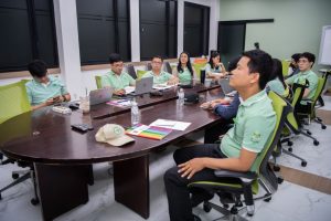 หลักสูตรหัวหน้างาน, หลักสูตรพัฒนาหัวหน้างาน, หลักสูตรหัวหน้างานยุคใหม่, การบริหาร, management, หัวหน้างาน, supervisor, การบังคับบัญชาสำหรับหัวหน้างาน, supervisory, บทบาทหัวหน้างาน, บทบาทและหน้าที่หัวหน้างาน, supervisory skill, การแก้ปัญหาและตัดสินใจ, problem solving, problem solving and decision making, การบริหารความขัดแย้ง, conflict, conflict management, การเป็นผู้นำ, leadership, ผู้นำ, leader, โค้ช, coach, การสอนงาน, coaching, การสั่งการ, การสั่งงาน, directing, การมอบหมายงาน, delegation, การควบคุมงาน, controlling, การจูงใจ, การจูงใจผู้ใต้บังคับบัญชา, การจูงใจลูกน้อง, motivation, การประเมินผลการปฏิบัติงาน, performance appraisal, การบริหารทรัพยากรบุคคล, human resource management, งานด้านบุคคล, hr, human resource, การบริหารทรัพยากรมนุษย์, การพัฒนาบุคลากร, แผนการฝึกอบรมประจำปี, training, training road map, การรักษาบุคลากร, engagement, การรักษาคนเก่ง, talent retention, การคิดอย่างเป็นระบบ, systematic thinking, การคิดสร้างสรรค์, creative thinking, การทำงานเป็นทีม, team, teamwork, การสื่อสาร, communication, การประสานงาน, cooperation, การเจรจาต่อรอง, negotiation, การนำเสนอ, present, presentation, presentation skill, presentation technique, การวางแผน, plan, planning, การจัดลำดับความสำคัญของงาน, priority setting, การให้คำปรึกษา, counseling, การเป็นพี่เลี้ยง, พี่เลี้ยง, mentor, mentoring, การสัมภาษณ์พนักงาน, interview, interviewing, ความฉลาดทางอารมณ์, E.Q., e.q., 5ส, การเพิ่มผลผลิต, productivity, การลดต้นทุน, cost, cost reduction, การขาย, sales, การตลาด, marketing, การให้บริการ, service, service mind, การบริหารลูกค้าสัมพันธ์, crm, customer relationship management, การบริหารเชิงกลยุทธ์, strategic management, การวางแผนกลยุทธ์, strategic planning, การกำหนดตัวชี้วัดในการทำงาน, kpi, การบริหารเวลา, time management, โหงวเฮ้ง, kaizen, บริษัท ไอเดียล อินโนเวชั่น จำกัด, ไอเดียลอินโนเวชั่น, วิชิต สุรพนานนท์ชัย, ดร.วิชิต สุรพนานนท์ชัย, บริษัทวางระบบองค์กร, วางระบบองค์กร, วางระบบบริษัท, รับวางระบบบริษัท, บริษัทวางระบบ, การวางระบบบริษัท, บริษัทที่ปรึกษา, บริษัทวางระบบด้านงานบุคคล, ที่ปรึกษา, งานที่ปรึกษา, ที่ปรึกษาด้าน hr, บริษัทที่ปรึกษาด้าน hr, ที่ปรึกษา hr, ปรึกษา hr, ที่ปรึกษางาน hr, ที่ปรึกษาด้านทรัพยากรบุคคล, บริษัท hr consultant, บริษัทที่ปรึกษาด้าน hrd, ที่ปรึกษา hrd, ปรึกษา hrd, ที่ปรึกษางาน hrd, บริษัทที่ปรึกษาธุรกิจ, บริษัทที่ปรึกษาจำกัด, ที่ปรึกษาองค์กร, บริษัทรับวางระบบ, วางระบบด้านงานบุคคล, วางระบบด้านการบริหาร, วางระบบด้าน hr, งานด้าน hr, ผู้เชี่ยวชาญด้าน hr, ที่ปรึกษาด้านการขาย, วางระบบด้านการขาย, ที่ปรึกษาด้านการตลาด, วางระบบด้านการตลาด, ที่ปรึกษาด้านบัญชี, วางระบบด้านบัญชี, ที่ปรึกษาด้านการเงิน, วางระบบด้านการเงิน, ที่ปรึกษาด้านบริการ, วางระบบด้านบริการ, DeepSeek, Gemini, ChatGPT, content, topic, course, syllabus, curriculum, development
