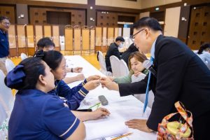 หลักสูตรหัวหน้างาน, หลักสูตรพัฒนาหัวหน้างาน, หลักสูตรหัวหน้างานยุคใหม่, การบริหาร, management, หัวหน้างาน, supervisor, การบังคับบัญชาสำหรับหัวหน้างาน, supervisory, บทบาทหัวหน้างาน, บทบาทและหน้าที่หัวหน้างาน, supervisory skill, การแก้ปัญหาและตัดสินใจ, problem solving, problem solving and decision making, การบริหารความขัดแย้ง, conflict, conflict management, การเป็นผู้นำ, leadership, ผู้นำ, leader, โค้ช, coach, การสอนงาน, coaching, การสั่งการ, การสั่งงาน, directing, การมอบหมายงาน, delegation, การควบคุมงาน, controlling, การจูงใจ, การจูงใจผู้ใต้บังคับบัญชา, การจูงใจลูกน้อง, motivation, การประเมินผลการปฏิบัติงาน, performance appraisal, การบริหารทรัพยากรบุคคล, human resource management, งานด้านบุคคล, hr, human resource, การบริหารทรัพยากรมนุษย์, การพัฒนาบุคลากร, แผนการฝึกอบรมประจำปี, training, training road map, การรักษาบุคลากร, engagement, การรักษาคนเก่ง, talent retention, การคิดอย่างเป็นระบบ, systematic thinking, การคิดสร้างสรรค์, creative thinking, การทำงานเป็นทีม, team, teamwork, การสื่อสาร, communication, การประสานงาน, cooperation, การเจรจาต่อรอง, negotiation, การนำเสนอ, present, presentation, presentation skill, presentation technique, การวางแผน, plan, planning, การจัดลำดับความสำคัญของงาน, priority setting, การให้คำปรึกษา, counseling, การเป็นพี่เลี้ยง, พี่เลี้ยง, mentor, mentoring, การสัมภาษณ์พนักงาน, interview, interviewing, ความฉลาดทางอารมณ์, E.Q., e.q., 5ส, การเพิ่มผลผลิต, productivity, การลดต้นทุน, cost, cost reduction, การขาย, sales, การตลาด, marketing, การให้บริการ, service, service mind, การบริหารลูกค้าสัมพันธ์, crm, customer relationship management, การบริหารเชิงกลยุทธ์, strategic management, การวางแผนกลยุทธ์, strategic planning, การกำหนดตัวชี้วัดในการทำงาน, kpi, การบริหารเวลา, time management, โหงวเฮ้ง, kaizen, บริษัท ไอเดียล อินโนเวชั่น จำกัด, ไอเดียลอินโนเวชั่น, วิชิต สุรพนานนท์ชัย, ดร.วิชิต สุรพนานนท์ชัย, บริษัทวางระบบองค์กร, วางระบบองค์กร, วางระบบบริษัท, รับวางระบบบริษัท, บริษัทวางระบบ, การวางระบบบริษัท, บริษัทที่ปรึกษา, บริษัทวางระบบด้านงานบุคคล, ที่ปรึกษา, งานที่ปรึกษา, ที่ปรึกษาด้าน hr, บริษัทที่ปรึกษาด้าน hr, ที่ปรึกษา hr, ปรึกษา hr, ที่ปรึกษางาน hr, ที่ปรึกษาด้านทรัพยากรบุคคล, บริษัท hr consultant, บริษัทที่ปรึกษาด้าน hrd, ที่ปรึกษา hrd, ปรึกษา hrd, ที่ปรึกษางาน hrd, บริษัทที่ปรึกษาธุรกิจ, บริษัทที่ปรึกษาจำกัด, ที่ปรึกษาองค์กร, บริษัทรับวางระบบ, วางระบบด้านงานบุคคล, วางระบบด้านการบริหาร, วางระบบด้าน hr, งานด้าน hr, ผู้เชี่ยวชาญด้าน hr, ที่ปรึกษาด้านการขาย, วางระบบด้านการขาย, ที่ปรึกษาด้านการตลาด, วางระบบด้านการตลาด, ที่ปรึกษาด้านบัญชี, วางระบบด้านบัญชี, ที่ปรึกษาด้านการเงิน, วางระบบด้านการเงิน, ที่ปรึกษาด้านบริการ, วางระบบด้านบริการ
