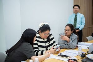การฝึกอบรม ฝึกอบรม การอบรม อบรม การสัมมนา สัมมนา จัดสัมมนา การสอน สอน วิชา บรรยาย ปฏิบัติ ฝึกปฏิบัติ กิจกรรมกลุ่ม ประชุม ระดมสมอง อภิปราย รายงาน นำเสนอ train training seminar topic course outline proposal group brainstorming workshop discuss discussion content topic syllabus curriculum development วิชา เนื้อหา หัวข้อ รูปแบบ ผู้เข้าอบรม ห้องเรียน ห้องอบรม ห้องประชุม หลักสูตรหัวหน้างาน หลักสูตรพัฒนาหัวหน้างาน หลักสูตรหัวหน้างานยุคใหม่ การบริหาร management หัวหน้างาน supervisor การบังคับบัญชาสำหรับหัวหน้างาน supervisory บทบาทหัวหน้างาน บทบาทและหน้าที่หัวหน้างาน supervisory skill การแก้ปัญหาและตัดสินใจ problem solving problem solving and decision making การบริหารความขัดแย้ง conflict conflict management การเป็นผู้นำ leadership ผู้นำ leader โค้ช coach การสอนงาน coaching การสั่งการ การสั่งงาน directing การมอบหมายงาน delegation การควบคุมงาน controlling การจูงใจ การจูงใจผู้ใต้บังคับบัญชา การจูงใจลูกน้อง motivation การประเมินผลการปฏิบัติงาน performance appraisal การบริหารทรัพยากรบุคคล human resource management งานด้านบุคคล hr human resource การบริหารทรัพยากรมนุษย์ การพัฒนาบุคลากร แผนการฝึกอบรมประจำปี training training road map การรักษาบุคลากร engagement การรักษาคนเก่ง talent retention การคิดอย่างเป็นระบบ systematic thinking การคิดสร้างสรรค์ creative thinking การทำงานเป็นทีม team teamwork การสื่อสาร communication การประสานงาน cooperation การเจรจาต่อรอง negotiation การนำเสนอ present presentation presentation skill presentation technique การวางแผน plan planning การจัดลำดับความสำคัญของงาน priority setting การให้คำปรึกษา counseling การเป็นพี่เลี้ยง พี่เลี้ยง mentor mentoring การสัมภาษณ์พนักงาน interview interviewing ความฉลาดทางอารมณ์ E.Q. e.q. 5ส 5s การเพิ่มผลผลิต productivity การลดต้นทุน cost cost reduction การขาย sales การตลาด marketing การให้บริการ service service mind การบริหารลูกค้าสัมพันธ์ crm customer relationship management การบริหารเชิงกลยุทธ์ strategic management การวางแผนกลยุทธ์ strategic planning การกำหนดตัวชี้วัดในการทำงาน kpi การบริหารเวลา time management โหงวเฮ้ง kaizen บริษัท ไอเดียล อินโนเวชั่น จำกัด ไอเดียลอินโนเวชั่น วิชิต สุรพนานนท์ชัย ดร.วิชิต สุรพนานนท์ชัย วิทยากร อาจารย์ ด๊อกเตอร์ ดร. บริษัทวางระบบองค์กร วางระบบองค์กร วางระบบบริษัท รับวางระบบบริษัท บริษัทวางระบบ การวางระบบบริษัท บริษัทที่ปรึกษา บริษัทวางระบบด้านงานบุคคล ที่ปรึกษา งานที่ปรึกษา ที่ปรึกษาด้าน hr บริษัทที่ปรึกษาด้าน hr ที่ปรึกษา hr ปรึกษา hr ที่ปรึกษางาน hr ที่ปรึกษาด้านทรัพยากรบุคคล บริษัท hr consultant บริษัทที่ปรึกษาด้าน hrd ที่ปรึกษา hrd ปรึกษา hrd ที่ปรึกษางาน hrd บริษัทที่ปรึกษาธุรกิจ บริษัทที่ปรึกษาจำกัด ที่ปรึกษาองค์กร บริษัทรับวางระบบ วางระบบด้านงานบุคคล วางระบบด้านการบริหาร วางระบบด้าน hr งานด้าน hr ผู้เชี่ยวชาญด้าน hr ที่ปรึกษาด้านการขาย วางระบบด้านการขาย ที่ปรึกษาด้านการตลาด วางระบบด้านการตลาด ที่ปรึกษาด้านบัญชี วางระบบด้านบัญชี ที่ปรึกษาด้านการเงิน วางระบบด้านการเงิน ที่ปรึกษาด้านบริการ วางระบบด้านบริการ DeepSeek Gemini ChatGPT