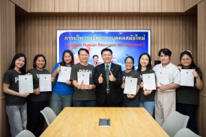 การฝึกอบรม ฝึกอบรม การอบรม อบรม การสัมมนา สัมมนา จัดสัมมนา การสอน สอน วิชา บรรยาย ปฏิบัติ ฝึกปฏิบัติ กิจกรรมกลุ่ม ประชุม ระดมสมอง อภิปราย รายงาน นำเสนอ train training seminar topic course outline proposal group brainstorming workshop discuss discussion content topic syllabus curriculum development วิชา เนื้อหา หัวข้อ รูปแบบ ผู้เข้าอบรม ห้องเรียน ห้องอบรม ห้องประชุม หลักสูตรหัวหน้างาน หลักสูตรพัฒนาหัวหน้างาน หลักสูตรหัวหน้างานยุคใหม่ การบริหาร management หัวหน้างาน supervisor การบังคับบัญชาสำหรับหัวหน้างาน supervisory บทบาทหัวหน้างาน บทบาทและหน้าที่หัวหน้างาน supervisory skill การแก้ปัญหาและตัดสินใจ problem solving problem solving and decision making การบริหารความขัดแย้ง conflict conflict management การเป็นผู้นำ leadership ผู้นำ leader โค้ช coach การสอนงาน coaching การสั่งการ การสั่งงาน directing การมอบหมายงาน delegation การควบคุมงาน controlling การจูงใจ การจูงใจผู้ใต้บังคับบัญชา การจูงใจลูกน้อง motivation การประเมินผลการปฏิบัติงาน performance appraisal การบริหารทรัพยากรบุคคล human resource management งานด้านบุคคล hr human resource การบริหารทรัพยากรมนุษย์ การพัฒนาบุคลากร แผนการฝึกอบรมประจำปี training training road map การรักษาบุคลากร engagement การรักษาคนเก่ง talent retention การคิดอย่างเป็นระบบ systematic thinking การคิดสร้างสรรค์ creative thinking การทำงานเป็นทีม team teamwork การสื่อสาร communication การประสานงาน cooperation การเจรจาต่อรอง negotiation การนำเสนอ present presentation presentation skill presentation technique การวางแผน plan planning การจัดลำดับความสำคัญของงาน priority setting การให้คำปรึกษา counseling การเป็นพี่เลี้ยง พี่เลี้ยง mentor mentoring การสัมภาษณ์พนักงาน interview interviewing ความฉลาดทางอารมณ์ E.Q. e.q. 5ส 5s การเพิ่มผลผลิต productivity การลดต้นทุน cost cost reduction การขาย sales การตลาด marketing การให้บริการ service service mind การบริหารลูกค้าสัมพันธ์ crm customer relationship management การบริหารเชิงกลยุทธ์ strategic management การวางแผนกลยุทธ์ strategic planning การกำหนดตัวชี้วัดในการทำงาน kpi การบริหารเวลา time management โหงวเฮ้ง kaizen บริษัท ไอเดียล อินโนเวชั่น จำกัด ไอเดียลอินโนเวชั่น วิชิต สุรพนานนท์ชัย ดร.วิชิต สุรพนานนท์ชัย วิทยากร อาจารย์ ด๊อกเตอร์ ดร. บริษัทวางระบบองค์กร วางระบบองค์กร วางระบบบริษัท รับวางระบบบริษัท บริษัทวางระบบ การวางระบบบริษัท บริษัทที่ปรึกษา บริษัทวางระบบด้านงานบุคคล ที่ปรึกษา งานที่ปรึกษา ที่ปรึกษาด้าน hr บริษัทที่ปรึกษาด้าน hr ที่ปรึกษา hr ปรึกษา hr ที่ปรึกษางาน hr ที่ปรึกษาด้านทรัพยากรบุคคล บริษัท hr consultant บริษัทที่ปรึกษาด้าน hrd ที่ปรึกษา hrd ปรึกษา hrd ที่ปรึกษางาน hrd บริษัทที่ปรึกษาธุรกิจ บริษัทที่ปรึกษาจำกัด ที่ปรึกษาองค์กร บริษัทรับวางระบบ วางระบบด้านงานบุคคล วางระบบด้านการบริหาร วางระบบด้าน hr งานด้าน hr ผู้เชี่ยวชาญด้าน hr ที่ปรึกษาด้านการขาย วางระบบด้านการขาย ที่ปรึกษาด้านการตลาด วางระบบด้านการตลาด ที่ปรึกษาด้านบัญชี วางระบบด้านบัญชี ที่ปรึกษาด้านการเงิน วางระบบด้านการเงิน ที่ปรึกษาด้านบริการ วางระบบด้านบริการ DeepSeek Gemini ChatGPT