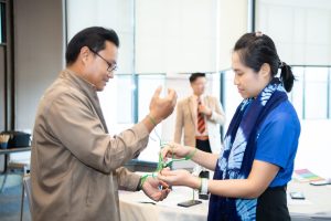 การฝึกอบรม ฝึกอบรม การอบรม อบรม การสัมมนา สัมมนา จัดสัมมนา การสอน สอน วิชา บรรยาย ปฏิบัติ ฝึกปฏิบัติ กิจกรรมกลุ่ม ประชุม ระดมสมอง อภิปราย รายงาน นำเสนอ train training seminar topic course outline proposal group brainstorming workshop discuss discussion content topic syllabus curriculum development วิชา เนื้อหา หัวข้อ รูปแบบ ผู้เข้าอบรม ห้องเรียน ห้องอบรม ห้องประชุม หลักสูตรหัวหน้างาน หลักสูตรพัฒนาหัวหน้างาน หลักสูตรหัวหน้างานยุคใหม่ การบริหาร management หัวหน้างาน supervisor การบังคับบัญชาสำหรับหัวหน้างาน supervisory บทบาทหัวหน้างาน บทบาทและหน้าที่หัวหน้างาน supervisory skill การแก้ปัญหาและตัดสินใจ problem solving problem solving and decision making การบริหารความขัดแย้ง conflict conflict management การเป็นผู้นำ leadership ผู้นำ leader โค้ช coach การสอนงาน coaching การสั่งการ การสั่งงาน directing การมอบหมายงาน delegation การควบคุมงาน controlling การจูงใจ การจูงใจผู้ใต้บังคับบัญชา การจูงใจลูกน้อง motivation การประเมินผลการปฏิบัติงาน performance appraisal การบริหารทรัพยากรบุคคล human resource management งานด้านบุคคล hr human resource การบริหารทรัพยากรมนุษย์ การพัฒนาบุคลากร แผนการฝึกอบรมประจำปี training training road map การรักษาบุคลากร engagement การรักษาคนเก่ง talent retention การคิดอย่างเป็นระบบ systematic thinking การคิดสร้างสรรค์ creative thinking การทำงานเป็นทีม team teamwork การสื่อสาร communication การประสานงาน cooperation การเจรจาต่อรอง negotiation การนำเสนอ present presentation presentation skill presentation technique การวางแผน plan planning การจัดลำดับความสำคัญของงาน priority setting การให้คำปรึกษา counseling การเป็นพี่เลี้ยง พี่เลี้ยง mentor mentoring การสัมภาษณ์พนักงาน interview interviewing ความฉลาดทางอารมณ์ E.Q. e.q. 5ส 5s การเพิ่มผลผลิต productivity การลดต้นทุน cost cost reduction การขาย sales การตลาด marketing การให้บริการ service service mind การบริหารลูกค้าสัมพันธ์ crm customer relationship management การบริหารเชิงกลยุทธ์ strategic management การวางแผนกลยุทธ์ strategic planning การกำหนดตัวชี้วัดในการทำงาน kpi การบริหารเวลา time management โหงวเฮ้ง kaizen บริษัท ไอเดียล อินโนเวชั่น จำกัด ไอเดียลอินโนเวชั่น วิชิต สุรพนานนท์ชัย ดร.วิชิต สุรพนานนท์ชัย วิทยากร อาจารย์ ด๊อกเตอร์ ดร. บริษัทวางระบบองค์กร วางระบบองค์กร วางระบบบริษัท รับวางระบบบริษัท บริษัทวางระบบ การวางระบบบริษัท บริษัทที่ปรึกษา บริษัทวางระบบด้านงานบุคคล ที่ปรึกษา งานที่ปรึกษา ที่ปรึกษาด้าน hr บริษัทที่ปรึกษาด้าน hr ที่ปรึกษา hr ปรึกษา hr ที่ปรึกษางาน hr ที่ปรึกษาด้านทรัพยากรบุคคล บริษัท hr consultant บริษัทที่ปรึกษาด้าน hrd ที่ปรึกษา hrd ปรึกษา hrd ที่ปรึกษางาน hrd บริษัทที่ปรึกษาธุรกิจ บริษัทที่ปรึกษาจำกัด ที่ปรึกษาองค์กร บริษัทรับวางระบบ วางระบบด้านงานบุคคล วางระบบด้านการบริหาร วางระบบด้าน hr งานด้าน hr ผู้เชี่ยวชาญด้าน hr ที่ปรึกษาด้านการขาย วางระบบด้านการขาย ที่ปรึกษาด้านการตลาด วางระบบด้านการตลาด ที่ปรึกษาด้านบัญชี วางระบบด้านบัญชี ที่ปรึกษาด้านการเงิน วางระบบด้านการเงิน ที่ปรึกษาด้านบริการ วางระบบด้านบริการ DeepSeek Gemini ChatGPT