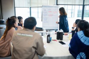 การฝึกอบรม ฝึกอบรม การอบรม อบรม การสัมมนา สัมมนา จัดสัมมนา การสอน สอน วิชา บรรยาย ปฏิบัติ ฝึกปฏิบัติ กิจกรรมกลุ่ม ประชุม ระดมสมอง อภิปราย รายงาน นำเสนอ train training seminar topic course outline proposal group brainstorming workshop discuss discussion content topic syllabus curriculum development วิชา เนื้อหา หัวข้อ รูปแบบ ผู้เข้าอบรม ห้องเรียน ห้องอบรม ห้องประชุม หลักสูตรหัวหน้างาน หลักสูตรพัฒนาหัวหน้างาน หลักสูตรหัวหน้างานยุคใหม่ การบริหาร management หัวหน้างาน supervisor การบังคับบัญชาสำหรับหัวหน้างาน supervisory บทบาทหัวหน้างาน บทบาทและหน้าที่หัวหน้างาน supervisory skill การแก้ปัญหาและตัดสินใจ problem solving problem solving and decision making การบริหารความขัดแย้ง conflict conflict management การเป็นผู้นำ leadership ผู้นำ leader โค้ช coach การสอนงาน coaching การสั่งการ การสั่งงาน directing การมอบหมายงาน delegation การควบคุมงาน controlling การจูงใจ การจูงใจผู้ใต้บังคับบัญชา การจูงใจลูกน้อง motivation การประเมินผลการปฏิบัติงาน performance appraisal การบริหารทรัพยากรบุคคล human resource management งานด้านบุคคล hr human resource การบริหารทรัพยากรมนุษย์ การพัฒนาบุคลากร แผนการฝึกอบรมประจำปี training training road map การรักษาบุคลากร engagement การรักษาคนเก่ง talent retention การคิดอย่างเป็นระบบ systematic thinking การคิดสร้างสรรค์ creative thinking การทำงานเป็นทีม team teamwork การสื่อสาร communication การประสานงาน cooperation การเจรจาต่อรอง negotiation การนำเสนอ present presentation presentation skill presentation technique การวางแผน plan planning การจัดลำดับความสำคัญของงาน priority setting การให้คำปรึกษา counseling การเป็นพี่เลี้ยง พี่เลี้ยง mentor mentoring การสัมภาษณ์พนักงาน interview interviewing ความฉลาดทางอารมณ์ E.Q. e.q. 5ส 5s การเพิ่มผลผลิต productivity การลดต้นทุน cost cost reduction การขาย sales การตลาด marketing การให้บริการ service service mind การบริหารลูกค้าสัมพันธ์ crm customer relationship management การบริหารเชิงกลยุทธ์ strategic management การวางแผนกลยุทธ์ strategic planning การกำหนดตัวชี้วัดในการทำงาน kpi การบริหารเวลา time management โหงวเฮ้ง kaizen บริษัท ไอเดียล อินโนเวชั่น จำกัด ไอเดียลอินโนเวชั่น วิชิต สุรพนานนท์ชัย ดร.วิชิต สุรพนานนท์ชัย วิทยากร อาจารย์ ด๊อกเตอร์ ดร. บริษัทวางระบบองค์กร วางระบบองค์กร วางระบบบริษัท รับวางระบบบริษัท บริษัทวางระบบ การวางระบบบริษัท บริษัทที่ปรึกษา บริษัทวางระบบด้านงานบุคคล ที่ปรึกษา งานที่ปรึกษา ที่ปรึกษาด้าน hr บริษัทที่ปรึกษาด้าน hr ที่ปรึกษา hr ปรึกษา hr ที่ปรึกษางาน hr ที่ปรึกษาด้านทรัพยากรบุคคล บริษัท hr consultant บริษัทที่ปรึกษาด้าน hrd ที่ปรึกษา hrd ปรึกษา hrd ที่ปรึกษางาน hrd บริษัทที่ปรึกษาธุรกิจ บริษัทที่ปรึกษาจำกัด ที่ปรึกษาองค์กร บริษัทรับวางระบบ วางระบบด้านงานบุคคล วางระบบด้านการบริหาร วางระบบด้าน hr งานด้าน hr ผู้เชี่ยวชาญด้าน hr ที่ปรึกษาด้านการขาย วางระบบด้านการขาย ที่ปรึกษาด้านการตลาด วางระบบด้านการตลาด ที่ปรึกษาด้านบัญชี วางระบบด้านบัญชี ที่ปรึกษาด้านการเงิน วางระบบด้านการเงิน ที่ปรึกษาด้านบริการ วางระบบด้านบริการ DeepSeek Gemini ChatGPT