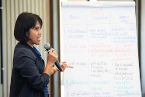 การฝึกอบรม ฝึกอบรม การอบรม อบรม การสัมมนา สัมมนา จัดสัมมนา การสอน สอน วิชา บรรยาย ปฏิบัติ ฝึกปฏิบัติ กิจกรรมกลุ่ม ประชุม ระดมสมอง อภิปราย รายงาน นำเสนอ train training seminar topic course outline proposal group brainstorming workshop discuss discussion content topic syllabus curriculum development วิชา เนื้อหา หัวข้อ รูปแบบ ผู้เข้าอบรม ห้องเรียน ห้องอบรม ห้องประชุม หลักสูตรหัวหน้างาน หลักสูตรพัฒนาหัวหน้างาน หลักสูตรหัวหน้างานยุคใหม่ การบริหาร management หัวหน้างาน supervisor การบังคับบัญชาสำหรับหัวหน้างาน supervisory บทบาทหัวหน้างาน บทบาทและหน้าที่หัวหน้างาน supervisory skill การแก้ปัญหาและตัดสินใจ problem solving problem solving and decision making การบริหารความขัดแย้ง conflict conflict management การเป็นผู้นำ leadership ผู้นำ leader โค้ช coach การสอนงาน coaching การสั่งการ การสั่งงาน directing การมอบหมายงาน delegation การควบคุมงาน controlling การจูงใจ การจูงใจผู้ใต้บังคับบัญชา การจูงใจลูกน้อง motivation การประเมินผลการปฏิบัติงาน performance appraisal การบริหารทรัพยากรบุคคล human resource management งานด้านบุคคล hr human resource การบริหารทรัพยากรมนุษย์ การพัฒนาบุคลากร แผนการฝึกอบรมประจำปี training training road map การรักษาบุคลากร engagement การรักษาคนเก่ง talent retention การคิดอย่างเป็นระบบ systematic thinking การคิดสร้างสรรค์ creative thinking การทำงานเป็นทีม team teamwork การสื่อสาร communication การประสานงาน cooperation การเจรจาต่อรอง negotiation การนำเสนอ present presentation presentation skill presentation technique การวางแผน plan planning การจัดลำดับความสำคัญของงาน priority setting การให้คำปรึกษา counseling การเป็นพี่เลี้ยง พี่เลี้ยง mentor mentoring การสัมภาษณ์พนักงาน interview interviewing ความฉลาดทางอารมณ์ E.Q. e.q. 5ส 5s การเพิ่มผลผลิต productivity การลดต้นทุน cost cost reduction การขาย sales การตลาด marketing การให้บริการ service service mind การบริหารลูกค้าสัมพันธ์ crm customer relationship management การบริหารเชิงกลยุทธ์ strategic management การวางแผนกลยุทธ์ strategic planning การกำหนดตัวชี้วัดในการทำงาน kpi การบริหารเวลา time management โหงวเฮ้ง kaizen บริษัท ไอเดียล อินโนเวชั่น จำกัด ไอเดียลอินโนเวชั่น วิชิต สุรพนานนท์ชัย ดร.วิชิต สุรพนานนท์ชัย วิทยากร อาจารย์ ด๊อกเตอร์ ดร. บริษัทวางระบบองค์กร วางระบบองค์กร วางระบบบริษัท รับวางระบบบริษัท บริษัทวางระบบ การวางระบบบริษัท บริษัทที่ปรึกษา บริษัทวางระบบด้านงานบุคคล ที่ปรึกษา งานที่ปรึกษา ที่ปรึกษาด้าน hr บริษัทที่ปรึกษาด้าน hr ที่ปรึกษา hr ปรึกษา hr ที่ปรึกษางาน hr ที่ปรึกษาด้านทรัพยากรบุคคล บริษัท hr consultant บริษัทที่ปรึกษาด้าน hrd ที่ปรึกษา hrd ปรึกษา hrd ที่ปรึกษางาน hrd บริษัทที่ปรึกษาธุรกิจ บริษัทที่ปรึกษาจำกัด ที่ปรึกษาองค์กร บริษัทรับวางระบบ วางระบบด้านงานบุคคล วางระบบด้านการบริหาร วางระบบด้าน hr งานด้าน hr ผู้เชี่ยวชาญด้าน hr ที่ปรึกษาด้านการขาย วางระบบด้านการขาย ที่ปรึกษาด้านการตลาด วางระบบด้านการตลาด ที่ปรึกษาด้านบัญชี วางระบบด้านบัญชี ที่ปรึกษาด้านการเงิน วางระบบด้านการเงิน ที่ปรึกษาด้านบริการ วางระบบด้านบริการ DeepSeek Gemini ChatGPT