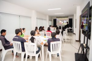 การฝึกอบรม ฝึกอบรม การอบรม อบรม การสัมมนา สัมมนา จัดสัมมนา การสอน สอน วิชา บรรยาย ปฏิบัติ ฝึกปฏิบัติ กิจกรรมกลุ่ม ประชุม ระดมสมอง อภิปราย รายงาน นำเสนอ train training seminar topic course outline proposal group brainstorming workshop discuss discussion content topic syllabus curriculum development วิชา เนื้อหา หัวข้อ รูปแบบ ผู้เข้าอบรม ห้องเรียน ห้องอบรม ห้องประชุม หลักสูตรหัวหน้างาน หลักสูตรพัฒนาหัวหน้างาน หลักสูตรหัวหน้างานยุคใหม่ การบริหาร management หัวหน้างาน supervisor การบังคับบัญชาสำหรับหัวหน้างาน supervisory บทบาทหัวหน้างาน บทบาทและหน้าที่หัวหน้างาน supervisory skill การแก้ปัญหาและตัดสินใจ problem solving problem solving and decision making การบริหารความขัดแย้ง conflict conflict management การเป็นผู้นำ leadership ผู้นำ leader โค้ช coach การสอนงาน coaching การสั่งการ การสั่งงาน directing การมอบหมายงาน delegation การควบคุมงาน controlling การจูงใจ การจูงใจผู้ใต้บังคับบัญชา การจูงใจลูกน้อง motivation การประเมินผลการปฏิบัติงาน performance appraisal การบริหารทรัพยากรบุคคล human resource management งานด้านบุคคล hr human resource การบริหารทรัพยากรมนุษย์ การพัฒนาบุคลากร แผนการฝึกอบรมประจำปี training training road map การรักษาบุคลากร engagement การรักษาคนเก่ง talent retention การคิดอย่างเป็นระบบ systematic thinking การคิดสร้างสรรค์ creative thinking การทำงานเป็นทีม team teamwork การสื่อสาร communication การประสานงาน cooperation การเจรจาต่อรอง negotiation การนำเสนอ present presentation presentation skill presentation technique การวางแผน plan planning การจัดลำดับความสำคัญของงาน priority setting การให้คำปรึกษา counseling การเป็นพี่เลี้ยง พี่เลี้ยง mentor mentoring การสัมภาษณ์พนักงาน interview interviewing ความฉลาดทางอารมณ์ E.Q. e.q. 5ส 5s การเพิ่มผลผลิต productivity การลดต้นทุน cost cost reduction การขาย sales การตลาด marketing การให้บริการ service service mind การบริหารลูกค้าสัมพันธ์ crm customer relationship management การบริหารเชิงกลยุทธ์ strategic management การวางแผนกลยุทธ์ strategic planning การกำหนดตัวชี้วัดในการทำงาน kpi การบริหารเวลา time management โหงวเฮ้ง kaizen บริษัท ไอเดียล อินโนเวชั่น จำกัด ไอเดียลอินโนเวชั่น วิชิต สุรพนานนท์ชัย ดร.วิชิต สุรพนานนท์ชัย วิทยากร อาจารย์ ด๊อกเตอร์ ดร. บริษัทวางระบบองค์กร วางระบบองค์กร วางระบบบริษัท รับวางระบบบริษัท บริษัทวางระบบ การวางระบบบริษัท บริษัทที่ปรึกษา บริษัทวางระบบด้านงานบุคคล ที่ปรึกษา งานที่ปรึกษา ที่ปรึกษาด้าน hr บริษัทที่ปรึกษาด้าน hr ที่ปรึกษา hr ปรึกษา hr ที่ปรึกษางาน hr ที่ปรึกษาด้านทรัพยากรบุคคล บริษัท hr consultant บริษัทที่ปรึกษาด้าน hrd ที่ปรึกษา hrd ปรึกษา hrd ที่ปรึกษางาน hrd บริษัทที่ปรึกษาธุรกิจ บริษัทที่ปรึกษาจำกัด ที่ปรึกษาองค์กร บริษัทรับวางระบบ วางระบบด้านงานบุคคล วางระบบด้านการบริหาร วางระบบด้าน hr งานด้าน hr ผู้เชี่ยวชาญด้าน hr ที่ปรึกษาด้านการขาย วางระบบด้านการขาย ที่ปรึกษาด้านการตลาด วางระบบด้านการตลาด ที่ปรึกษาด้านบัญชี วางระบบด้านบัญชี ที่ปรึกษาด้านการเงิน วางระบบด้านการเงิน ที่ปรึกษาด้านบริการ วางระบบด้านบริการ DeepSeek Gemini ChatGPT