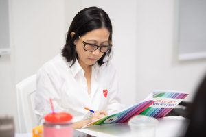 การฝึกอบรม ฝึกอบรม การอบรม อบรม การสัมมนา สัมมนา จัดสัมมนา การสอน สอน วิชา บรรยาย ปฏิบัติ ฝึกปฏิบัติ กิจกรรมกลุ่ม ประชุม ระดมสมอง อภิปราย รายงาน นำเสนอ train training seminar topic course outline proposal group brainstorming workshop discuss discussion content topic syllabus curriculum development วิชา เนื้อหา หัวข้อ รูปแบบ ผู้เข้าอบรม ห้องเรียน ห้องอบรม ห้องประชุม หลักสูตรหัวหน้างาน หลักสูตรพัฒนาหัวหน้างาน หลักสูตรหัวหน้างานยุคใหม่ การบริหาร management หัวหน้างาน supervisor การบังคับบัญชาสำหรับหัวหน้างาน supervisory บทบาทหัวหน้างาน บทบาทและหน้าที่หัวหน้างาน supervisory skill การแก้ปัญหาและตัดสินใจ problem solving problem solving and decision making การบริหารความขัดแย้ง conflict conflict management การเป็นผู้นำ leadership ผู้นำ leader โค้ช coach การสอนงาน coaching การสั่งการ การสั่งงาน directing การมอบหมายงาน delegation การควบคุมงาน controlling การจูงใจ การจูงใจผู้ใต้บังคับบัญชา การจูงใจลูกน้อง motivation การประเมินผลการปฏิบัติงาน performance appraisal การบริหารทรัพยากรบุคคล human resource management งานด้านบุคคล hr human resource การบริหารทรัพยากรมนุษย์ การพัฒนาบุคลากร แผนการฝึกอบรมประจำปี training training road map การรักษาบุคลากร engagement การรักษาคนเก่ง talent retention การคิดอย่างเป็นระบบ systematic thinking การคิดสร้างสรรค์ creative thinking การทำงานเป็นทีม team teamwork การสื่อสาร communication การประสานงาน cooperation การเจรจาต่อรอง negotiation การนำเสนอ present presentation presentation skill presentation technique การวางแผน plan planning การจัดลำดับความสำคัญของงาน priority setting การให้คำปรึกษา counseling การเป็นพี่เลี้ยง พี่เลี้ยง mentor mentoring การสัมภาษณ์พนักงาน interview interviewing ความฉลาดทางอารมณ์ E.Q. e.q. 5ส 5s การเพิ่มผลผลิต productivity การลดต้นทุน cost cost reduction การขาย sales การตลาด marketing การให้บริการ service service mind การบริหารลูกค้าสัมพันธ์ crm customer relationship management การบริหารเชิงกลยุทธ์ strategic management การวางแผนกลยุทธ์ strategic planning การกำหนดตัวชี้วัดในการทำงาน kpi การบริหารเวลา time management โหงวเฮ้ง kaizen บริษัท ไอเดียล อินโนเวชั่น จำกัด ไอเดียลอินโนเวชั่น วิชิต สุรพนานนท์ชัย ดร.วิชิต สุรพนานนท์ชัย วิทยากร อาจารย์ ด๊อกเตอร์ ดร. บริษัทวางระบบองค์กร วางระบบองค์กร วางระบบบริษัท รับวางระบบบริษัท บริษัทวางระบบ การวางระบบบริษัท บริษัทที่ปรึกษา บริษัทวางระบบด้านงานบุคคล ที่ปรึกษา งานที่ปรึกษา ที่ปรึกษาด้าน hr บริษัทที่ปรึกษาด้าน hr ที่ปรึกษา hr ปรึกษา hr ที่ปรึกษางาน hr ที่ปรึกษาด้านทรัพยากรบุคคล บริษัท hr consultant บริษัทที่ปรึกษาด้าน hrd ที่ปรึกษา hrd ปรึกษา hrd ที่ปรึกษางาน hrd บริษัทที่ปรึกษาธุรกิจ บริษัทที่ปรึกษาจำกัด ที่ปรึกษาองค์กร บริษัทรับวางระบบ วางระบบด้านงานบุคคล วางระบบด้านการบริหาร วางระบบด้าน hr งานด้าน hr ผู้เชี่ยวชาญด้าน hr ที่ปรึกษาด้านการขาย วางระบบด้านการขาย ที่ปรึกษาด้านการตลาด วางระบบด้านการตลาด ที่ปรึกษาด้านบัญชี วางระบบด้านบัญชี ที่ปรึกษาด้านการเงิน วางระบบด้านการเงิน ที่ปรึกษาด้านบริการ วางระบบด้านบริการ DeepSeek Gemini ChatGPT