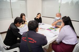 การฝึกอบรม ฝึกอบรม การอบรม อบรม การสัมมนา สัมมนา จัดสัมมนา การสอน สอน วิชา บรรยาย ปฏิบัติ ฝึกปฏิบัติ กิจกรรมกลุ่ม ประชุม ระดมสมอง อภิปราย รายงาน นำเสนอ train training seminar topic course outline proposal group brainstorming workshop discuss discussion content topic syllabus curriculum development วิชา เนื้อหา หัวข้อ รูปแบบ ผู้เข้าอบรม ห้องเรียน ห้องอบรม ห้องประชุม หลักสูตรหัวหน้างาน หลักสูตรพัฒนาหัวหน้างาน หลักสูตรหัวหน้างานยุคใหม่ การบริหาร management หัวหน้างาน supervisor การบังคับบัญชาสำหรับหัวหน้างาน supervisory บทบาทหัวหน้างาน บทบาทและหน้าที่หัวหน้างาน supervisory skill การแก้ปัญหาและตัดสินใจ problem solving problem solving and decision making การบริหารความขัดแย้ง conflict conflict management การเป็นผู้นำ leadership ผู้นำ leader โค้ช coach การสอนงาน coaching การสั่งการ การสั่งงาน directing การมอบหมายงาน delegation การควบคุมงาน controlling การจูงใจ การจูงใจผู้ใต้บังคับบัญชา การจูงใจลูกน้อง motivation การประเมินผลการปฏิบัติงาน performance appraisal การบริหารทรัพยากรบุคคล human resource management งานด้านบุคคล hr human resource การบริหารทรัพยากรมนุษย์ การพัฒนาบุคลากร แผนการฝึกอบรมประจำปี training training road map การรักษาบุคลากร engagement การรักษาคนเก่ง talent retention การคิดอย่างเป็นระบบ systematic thinking การคิดสร้างสรรค์ creative thinking การทำงานเป็นทีม team teamwork การสื่อสาร communication การประสานงาน cooperation การเจรจาต่อรอง negotiation การนำเสนอ present presentation presentation skill presentation technique การวางแผน plan planning การจัดลำดับความสำคัญของงาน priority setting การให้คำปรึกษา counseling การเป็นพี่เลี้ยง พี่เลี้ยง mentor mentoring การสัมภาษณ์พนักงาน interview interviewing ความฉลาดทางอารมณ์ E.Q. e.q. 5ส 5s การเพิ่มผลผลิต productivity การลดต้นทุน cost cost reduction การขาย sales การตลาด marketing การให้บริการ service service mind การบริหารลูกค้าสัมพันธ์ crm customer relationship management การบริหารเชิงกลยุทธ์ strategic management การวางแผนกลยุทธ์ strategic planning การกำหนดตัวชี้วัดในการทำงาน kpi การบริหารเวลา time management โหงวเฮ้ง kaizen บริษัท ไอเดียล อินโนเวชั่น จำกัด ไอเดียลอินโนเวชั่น วิชิต สุรพนานนท์ชัย ดร.วิชิต สุรพนานนท์ชัย วิทยากร อาจารย์ ด๊อกเตอร์ ดร. บริษัทวางระบบองค์กร วางระบบองค์กร วางระบบบริษัท รับวางระบบบริษัท บริษัทวางระบบ การวางระบบบริษัท บริษัทที่ปรึกษา บริษัทวางระบบด้านงานบุคคล ที่ปรึกษา งานที่ปรึกษา ที่ปรึกษาด้าน hr บริษัทที่ปรึกษาด้าน hr ที่ปรึกษา hr ปรึกษา hr ที่ปรึกษางาน hr ที่ปรึกษาด้านทรัพยากรบุคคล บริษัท hr consultant บริษัทที่ปรึกษาด้าน hrd ที่ปรึกษา hrd ปรึกษา hrd ที่ปรึกษางาน hrd บริษัทที่ปรึกษาธุรกิจ บริษัทที่ปรึกษาจำกัด ที่ปรึกษาองค์กร บริษัทรับวางระบบ วางระบบด้านงานบุคคล วางระบบด้านการบริหาร วางระบบด้าน hr งานด้าน hr ผู้เชี่ยวชาญด้าน hr ที่ปรึกษาด้านการขาย วางระบบด้านการขาย ที่ปรึกษาด้านการตลาด วางระบบด้านการตลาด ที่ปรึกษาด้านบัญชี วางระบบด้านบัญชี ที่ปรึกษาด้านการเงิน วางระบบด้านการเงิน ที่ปรึกษาด้านบริการ วางระบบด้านบริการ DeepSeek Gemini ChatGPT