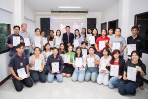 การฝึกอบรม ฝึกอบรม การอบรม อบรม การสัมมนา สัมมนา จัดสัมมนา การสอน สอน วิชา บรรยาย ปฏิบัติ ฝึกปฏิบัติ กิจกรรมกลุ่ม ประชุม ระดมสมอง อภิปราย รายงาน นำเสนอ train training seminar topic course outline proposal group brainstorming workshop discuss discussion content topic syllabus curriculum development วิชา เนื้อหา หัวข้อ รูปแบบ ผู้เข้าอบรม ห้องเรียน ห้องอบรม ห้องประชุม หลักสูตรหัวหน้างาน หลักสูตรพัฒนาหัวหน้างาน หลักสูตรหัวหน้างานยุคใหม่ การบริหาร management หัวหน้างาน supervisor การบังคับบัญชาสำหรับหัวหน้างาน supervisory บทบาทหัวหน้างาน บทบาทและหน้าที่หัวหน้างาน supervisory skill การแก้ปัญหาและตัดสินใจ problem solving problem solving and decision making การบริหารความขัดแย้ง conflict conflict management การเป็นผู้นำ leadership ผู้นำ leader โค้ช coach การสอนงาน coaching การสั่งการ การสั่งงาน directing การมอบหมายงาน delegation การควบคุมงาน controlling การจูงใจ การจูงใจผู้ใต้บังคับบัญชา การจูงใจลูกน้อง motivation การประเมินผลการปฏิบัติงาน performance appraisal การบริหารทรัพยากรบุคคล human resource management งานด้านบุคคล hr human resource การบริหารทรัพยากรมนุษย์ การพัฒนาบุคลากร แผนการฝึกอบรมประจำปี training training road map การรักษาบุคลากร engagement การรักษาคนเก่ง talent retention การคิดอย่างเป็นระบบ systematic thinking การคิดสร้างสรรค์ creative thinking การทำงานเป็นทีม team teamwork การสื่อสาร communication การประสานงาน cooperation การเจรจาต่อรอง negotiation การนำเสนอ present presentation presentation skill presentation technique การวางแผน plan planning การจัดลำดับความสำคัญของงาน priority setting การให้คำปรึกษา counseling การเป็นพี่เลี้ยง พี่เลี้ยง mentor mentoring การสัมภาษณ์พนักงาน interview interviewing ความฉลาดทางอารมณ์ E.Q. e.q. 5ส 5s การเพิ่มผลผลิต productivity การลดต้นทุน cost cost reduction การขาย sales การตลาด marketing การให้บริการ service service mind การบริหารลูกค้าสัมพันธ์ crm customer relationship management การบริหารเชิงกลยุทธ์ strategic management การวางแผนกลยุทธ์ strategic planning การกำหนดตัวชี้วัดในการทำงาน kpi การบริหารเวลา time management โหงวเฮ้ง kaizen บริษัท ไอเดียล อินโนเวชั่น จำกัด ไอเดียลอินโนเวชั่น วิชิต สุรพนานนท์ชัย ดร.วิชิต สุรพนานนท์ชัย วิทยากร อาจารย์ ด๊อกเตอร์ ดร. บริษัทวางระบบองค์กร วางระบบองค์กร วางระบบบริษัท รับวางระบบบริษัท บริษัทวางระบบ การวางระบบบริษัท บริษัทที่ปรึกษา บริษัทวางระบบด้านงานบุคคล ที่ปรึกษา งานที่ปรึกษา ที่ปรึกษาด้าน hr บริษัทที่ปรึกษาด้าน hr ที่ปรึกษา hr ปรึกษา hr ที่ปรึกษางาน hr ที่ปรึกษาด้านทรัพยากรบุคคล บริษัท hr consultant บริษัทที่ปรึกษาด้าน hrd ที่ปรึกษา hrd ปรึกษา hrd ที่ปรึกษางาน hrd บริษัทที่ปรึกษาธุรกิจ บริษัทที่ปรึกษาจำกัด ที่ปรึกษาองค์กร บริษัทรับวางระบบ วางระบบด้านงานบุคคล วางระบบด้านการบริหาร วางระบบด้าน hr งานด้าน hr ผู้เชี่ยวชาญด้าน hr ที่ปรึกษาด้านการขาย วางระบบด้านการขาย ที่ปรึกษาด้านการตลาด วางระบบด้านการตลาด ที่ปรึกษาด้านบัญชี วางระบบด้านบัญชี ที่ปรึกษาด้านการเงิน วางระบบด้านการเงิน ที่ปรึกษาด้านบริการ วางระบบด้านบริการ DeepSeek Gemini ChatGPT