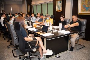 การฝึกอบรม ฝึกอบรม การอบรม อบรม การสัมมนา สัมมนา จัดสัมมนา การสอน สอน วิชา บรรยาย ปฏิบัติ ฝึกปฏิบัติ กิจกรรมกลุ่ม ประชุม ระดมสมอง อภิปราย รายงาน นำเสนอ train training seminar topic course outline proposal group brainstorming workshop discuss discussion content topic syllabus curriculum development วิชา เนื้อหา หัวข้อ รูปแบบ ผู้เข้าอบรม ห้องเรียน ห้องอบรม ห้องประชุม หลักสูตรหัวหน้างาน หลักสูตรพัฒนาหัวหน้างาน หลักสูตรหัวหน้างานยุคใหม่ การบริหาร management หัวหน้างาน supervisor การบังคับบัญชาสำหรับหัวหน้างาน supervisory บทบาทหัวหน้างาน บทบาทและหน้าที่หัวหน้างาน supervisory skill การแก้ปัญหาและตัดสินใจ problem solving problem solving and decision making การบริหารความขัดแย้ง conflict conflict management การเป็นผู้นำ leadership ผู้นำ leader โค้ช coach การสอนงาน coaching การสั่งการ การสั่งงาน directing การมอบหมายงาน delegation การควบคุมงาน controlling การจูงใจ การจูงใจผู้ใต้บังคับบัญชา การจูงใจลูกน้อง motivation การประเมินผลการปฏิบัติงาน performance appraisal การบริหารทรัพยากรบุคคล human resource management งานด้านบุคคล hr human resource การบริหารทรัพยากรมนุษย์ การพัฒนาบุคลากร แผนการฝึกอบรมประจำปี training training road map การรักษาบุคลากร engagement การรักษาคนเก่ง talent retention การคิดอย่างเป็นระบบ systematic thinking การคิดสร้างสรรค์ creative thinking การทำงานเป็นทีม team teamwork การสื่อสาร communication การประสานงาน cooperation การเจรจาต่อรอง negotiation การนำเสนอ present presentation presentation skill presentation technique การวางแผน plan planning การจัดลำดับความสำคัญของงาน priority setting การให้คำปรึกษา counseling การเป็นพี่เลี้ยง พี่เลี้ยง mentor mentoring การสัมภาษณ์พนักงาน interview interviewing ความฉลาดทางอารมณ์ E.Q. e.q. 5ส 5s การเพิ่มผลผลิต productivity การลดต้นทุน cost cost reduction การขาย sales การตลาด marketing การให้บริการ service service mind การบริหารลูกค้าสัมพันธ์ crm customer relationship management การบริหารเชิงกลยุทธ์ strategic management การวางแผนกลยุทธ์ strategic planning การกำหนดตัวชี้วัดในการทำงาน kpi การบริหารเวลา time management โหงวเฮ้ง kaizen บริษัท ไอเดียล อินโนเวชั่น จำกัด ไอเดียลอินโนเวชั่น วิชิต สุรพนานนท์ชัย ดร.วิชิต สุรพนานนท์ชัย วิทยากร อาจารย์ ด๊อกเตอร์ ดร. บริษัทวางระบบองค์กร วางระบบองค์กร วางระบบบริษัท รับวางระบบบริษัท บริษัทวางระบบ การวางระบบบริษัท บริษัทที่ปรึกษา บริษัทวางระบบด้านงานบุคคล ที่ปรึกษา งานที่ปรึกษา ที่ปรึกษาด้าน hr บริษัทที่ปรึกษาด้าน hr ที่ปรึกษา hr ปรึกษา hr ที่ปรึกษางาน hr ที่ปรึกษาด้านทรัพยากรบุคคล บริษัท hr consultant บริษัทที่ปรึกษาด้าน hrd ที่ปรึกษา hrd ปรึกษา hrd ที่ปรึกษางาน hrd บริษัทที่ปรึกษาธุรกิจ บริษัทที่ปรึกษาจำกัด ที่ปรึกษาองค์กร บริษัทรับวางระบบ วางระบบด้านงานบุคคล วางระบบด้านการบริหาร วางระบบด้าน hr งานด้าน hr ผู้เชี่ยวชาญด้าน hr ที่ปรึกษาด้านการขาย วางระบบด้านการขาย ที่ปรึกษาด้านการตลาด วางระบบด้านการตลาด ที่ปรึกษาด้านบัญชี วางระบบด้านบัญชี ที่ปรึกษาด้านการเงิน วางระบบด้านการเงิน ที่ปรึกษาด้านบริการ วางระบบด้านบริการ DeepSeek Gemini ChatGPT