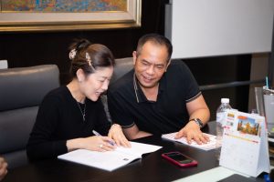 การฝึกอบรม ฝึกอบรม การอบรม อบรม การสัมมนา สัมมนา จัดสัมมนา การสอน สอน วิชา บรรยาย ปฏิบัติ ฝึกปฏิบัติ กิจกรรมกลุ่ม ประชุม ระดมสมอง อภิปราย รายงาน นำเสนอ train training seminar topic course outline proposal group brainstorming workshop discuss discussion content topic syllabus curriculum development วิชา เนื้อหา หัวข้อ รูปแบบ ผู้เข้าอบรม ห้องเรียน ห้องอบรม ห้องประชุม หลักสูตรหัวหน้างาน หลักสูตรพัฒนาหัวหน้างาน หลักสูตรหัวหน้างานยุคใหม่ การบริหาร management หัวหน้างาน supervisor การบังคับบัญชาสำหรับหัวหน้างาน supervisory บทบาทหัวหน้างาน บทบาทและหน้าที่หัวหน้างาน supervisory skill การแก้ปัญหาและตัดสินใจ problem solving problem solving and decision making การบริหารความขัดแย้ง conflict conflict management การเป็นผู้นำ leadership ผู้นำ leader โค้ช coach การสอนงาน coaching การสั่งการ การสั่งงาน directing การมอบหมายงาน delegation การควบคุมงาน controlling การจูงใจ การจูงใจผู้ใต้บังคับบัญชา การจูงใจลูกน้อง motivation การประเมินผลการปฏิบัติงาน performance appraisal การบริหารทรัพยากรบุคคล human resource management งานด้านบุคคล hr human resource การบริหารทรัพยากรมนุษย์ การพัฒนาบุคลากร แผนการฝึกอบรมประจำปี training training road map การรักษาบุคลากร engagement การรักษาคนเก่ง talent retention การคิดอย่างเป็นระบบ systematic thinking การคิดสร้างสรรค์ creative thinking การทำงานเป็นทีม team teamwork การสื่อสาร communication การประสานงาน cooperation การเจรจาต่อรอง negotiation การนำเสนอ present presentation presentation skill presentation technique การวางแผน plan planning การจัดลำดับความสำคัญของงาน priority setting การให้คำปรึกษา counseling การเป็นพี่เลี้ยง พี่เลี้ยง mentor mentoring การสัมภาษณ์พนักงาน interview interviewing ความฉลาดทางอารมณ์ E.Q. e.q. 5ส 5s การเพิ่มผลผลิต productivity การลดต้นทุน cost cost reduction การขาย sales การตลาด marketing การให้บริการ service service mind การบริหารลูกค้าสัมพันธ์ crm customer relationship management การบริหารเชิงกลยุทธ์ strategic management การวางแผนกลยุทธ์ strategic planning การกำหนดตัวชี้วัดในการทำงาน kpi การบริหารเวลา time management โหงวเฮ้ง kaizen บริษัท ไอเดียล อินโนเวชั่น จำกัด ไอเดียลอินโนเวชั่น วิชิต สุรพนานนท์ชัย ดร.วิชิต สุรพนานนท์ชัย วิทยากร อาจารย์ ด๊อกเตอร์ ดร. บริษัทวางระบบองค์กร วางระบบองค์กร วางระบบบริษัท รับวางระบบบริษัท บริษัทวางระบบ การวางระบบบริษัท บริษัทที่ปรึกษา บริษัทวางระบบด้านงานบุคคล ที่ปรึกษา งานที่ปรึกษา ที่ปรึกษาด้าน hr บริษัทที่ปรึกษาด้าน hr ที่ปรึกษา hr ปรึกษา hr ที่ปรึกษางาน hr ที่ปรึกษาด้านทรัพยากรบุคคล บริษัท hr consultant บริษัทที่ปรึกษาด้าน hrd ที่ปรึกษา hrd ปรึกษา hrd ที่ปรึกษางาน hrd บริษัทที่ปรึกษาธุรกิจ บริษัทที่ปรึกษาจำกัด ที่ปรึกษาองค์กร บริษัทรับวางระบบ วางระบบด้านงานบุคคล วางระบบด้านการบริหาร วางระบบด้าน hr งานด้าน hr ผู้เชี่ยวชาญด้าน hr ที่ปรึกษาด้านการขาย วางระบบด้านการขาย ที่ปรึกษาด้านการตลาด วางระบบด้านการตลาด ที่ปรึกษาด้านบัญชี วางระบบด้านบัญชี ที่ปรึกษาด้านการเงิน วางระบบด้านการเงิน ที่ปรึกษาด้านบริการ วางระบบด้านบริการ DeepSeek Gemini ChatGPT