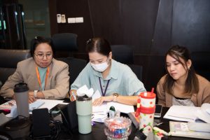 การฝึกอบรม ฝึกอบรม การอบรม อบรม การสัมมนา สัมมนา จัดสัมมนา การสอน สอน วิชา บรรยาย ปฏิบัติ ฝึกปฏิบัติ กิจกรรมกลุ่ม ประชุม ระดมสมอง อภิปราย รายงาน นำเสนอ train training seminar topic course outline proposal group brainstorming workshop discuss discussion content topic syllabus curriculum development วิชา เนื้อหา หัวข้อ รูปแบบ ผู้เข้าอบรม ห้องเรียน ห้องอบรม ห้องประชุม หลักสูตรหัวหน้างาน หลักสูตรพัฒนาหัวหน้างาน หลักสูตรหัวหน้างานยุคใหม่ การบริหาร management หัวหน้างาน supervisor การบังคับบัญชาสำหรับหัวหน้างาน supervisory บทบาทหัวหน้างาน บทบาทและหน้าที่หัวหน้างาน supervisory skill การแก้ปัญหาและตัดสินใจ problem solving problem solving and decision making การบริหารความขัดแย้ง conflict conflict management การเป็นผู้นำ leadership ผู้นำ leader โค้ช coach การสอนงาน coaching การสั่งการ การสั่งงาน directing การมอบหมายงาน delegation การควบคุมงาน controlling การจูงใจ การจูงใจผู้ใต้บังคับบัญชา การจูงใจลูกน้อง motivation การประเมินผลการปฏิบัติงาน performance appraisal การบริหารทรัพยากรบุคคล human resource management งานด้านบุคคล hr human resource การบริหารทรัพยากรมนุษย์ การพัฒนาบุคลากร แผนการฝึกอบรมประจำปี training training road map การรักษาบุคลากร engagement การรักษาคนเก่ง talent retention การคิดอย่างเป็นระบบ systematic thinking การคิดสร้างสรรค์ creative thinking การทำงานเป็นทีม team teamwork การสื่อสาร communication การประสานงาน cooperation การเจรจาต่อรอง negotiation การนำเสนอ present presentation presentation skill presentation technique การวางแผน plan planning การจัดลำดับความสำคัญของงาน priority setting การให้คำปรึกษา counseling การเป็นพี่เลี้ยง พี่เลี้ยง mentor mentoring การสัมภาษณ์พนักงาน interview interviewing ความฉลาดทางอารมณ์ E.Q. e.q. 5ส 5s การเพิ่มผลผลิต productivity การลดต้นทุน cost cost reduction การขาย sales การตลาด marketing การให้บริการ service service mind การบริหารลูกค้าสัมพันธ์ crm customer relationship management การบริหารเชิงกลยุทธ์ strategic management การวางแผนกลยุทธ์ strategic planning การกำหนดตัวชี้วัดในการทำงาน kpi การบริหารเวลา time management โหงวเฮ้ง kaizen บริษัท ไอเดียล อินโนเวชั่น จำกัด ไอเดียลอินโนเวชั่น วิชิต สุรพนานนท์ชัย ดร.วิชิต สุรพนานนท์ชัย วิทยากร อาจารย์ ด๊อกเตอร์ ดร. บริษัทวางระบบองค์กร วางระบบองค์กร วางระบบบริษัท รับวางระบบบริษัท บริษัทวางระบบ การวางระบบบริษัท บริษัทที่ปรึกษา บริษัทวางระบบด้านงานบุคคล ที่ปรึกษา งานที่ปรึกษา ที่ปรึกษาด้าน hr บริษัทที่ปรึกษาด้าน hr ที่ปรึกษา hr ปรึกษา hr ที่ปรึกษางาน hr ที่ปรึกษาด้านทรัพยากรบุคคล บริษัท hr consultant บริษัทที่ปรึกษาด้าน hrd ที่ปรึกษา hrd ปรึกษา hrd ที่ปรึกษางาน hrd บริษัทที่ปรึกษาธุรกิจ บริษัทที่ปรึกษาจำกัด ที่ปรึกษาองค์กร บริษัทรับวางระบบ วางระบบด้านงานบุคคล วางระบบด้านการบริหาร วางระบบด้าน hr งานด้าน hr ผู้เชี่ยวชาญด้าน hr ที่ปรึกษาด้านการขาย วางระบบด้านการขาย ที่ปรึกษาด้านการตลาด วางระบบด้านการตลาด ที่ปรึกษาด้านบัญชี วางระบบด้านบัญชี ที่ปรึกษาด้านการเงิน วางระบบด้านการเงิน ที่ปรึกษาด้านบริการ วางระบบด้านบริการ DeepSeek Gemini ChatGPT
