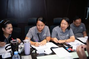 การฝึกอบรม ฝึกอบรม การอบรม อบรม การสัมมนา สัมมนา จัดสัมมนา การสอน สอน วิชา บรรยาย ปฏิบัติ ฝึกปฏิบัติ กิจกรรมกลุ่ม ประชุม ระดมสมอง อภิปราย รายงาน นำเสนอ train training seminar topic course outline proposal group brainstorming workshop discuss discussion content topic syllabus curriculum development วิชา เนื้อหา หัวข้อ รูปแบบ ผู้เข้าอบรม ห้องเรียน ห้องอบรม ห้องประชุม หลักสูตรหัวหน้างาน หลักสูตรพัฒนาหัวหน้างาน หลักสูตรหัวหน้างานยุคใหม่ การบริหาร management หัวหน้างาน supervisor การบังคับบัญชาสำหรับหัวหน้างาน supervisory บทบาทหัวหน้างาน บทบาทและหน้าที่หัวหน้างาน supervisory skill การแก้ปัญหาและตัดสินใจ problem solving problem solving and decision making การบริหารความขัดแย้ง conflict conflict management การเป็นผู้นำ leadership ผู้นำ leader โค้ช coach การสอนงาน coaching การสั่งการ การสั่งงาน directing การมอบหมายงาน delegation การควบคุมงาน controlling การจูงใจ การจูงใจผู้ใต้บังคับบัญชา การจูงใจลูกน้อง motivation การประเมินผลการปฏิบัติงาน performance appraisal การบริหารทรัพยากรบุคคล human resource management งานด้านบุคคล hr human resource การบริหารทรัพยากรมนุษย์ การพัฒนาบุคลากร แผนการฝึกอบรมประจำปี training training road map การรักษาบุคลากร engagement การรักษาคนเก่ง talent retention การคิดอย่างเป็นระบบ systematic thinking การคิดสร้างสรรค์ creative thinking การทำงานเป็นทีม team teamwork การสื่อสาร communication การประสานงาน cooperation การเจรจาต่อรอง negotiation การนำเสนอ present presentation presentation skill presentation technique การวางแผน plan planning การจัดลำดับความสำคัญของงาน priority setting การให้คำปรึกษา counseling การเป็นพี่เลี้ยง พี่เลี้ยง mentor mentoring การสัมภาษณ์พนักงาน interview interviewing ความฉลาดทางอารมณ์ E.Q. e.q. 5ส 5s การเพิ่มผลผลิต productivity การลดต้นทุน cost cost reduction การขาย sales การตลาด marketing การให้บริการ service service mind การบริหารลูกค้าสัมพันธ์ crm customer relationship management การบริหารเชิงกลยุทธ์ strategic management การวางแผนกลยุทธ์ strategic planning การกำหนดตัวชี้วัดในการทำงาน kpi การบริหารเวลา time management โหงวเฮ้ง kaizen บริษัท ไอเดียล อินโนเวชั่น จำกัด ไอเดียลอินโนเวชั่น วิชิต สุรพนานนท์ชัย ดร.วิชิต สุรพนานนท์ชัย วิทยากร อาจารย์ ด๊อกเตอร์ ดร. บริษัทวางระบบองค์กร วางระบบองค์กร วางระบบบริษัท รับวางระบบบริษัท บริษัทวางระบบ การวางระบบบริษัท บริษัทที่ปรึกษา บริษัทวางระบบด้านงานบุคคล ที่ปรึกษา งานที่ปรึกษา ที่ปรึกษาด้าน hr บริษัทที่ปรึกษาด้าน hr ที่ปรึกษา hr ปรึกษา hr ที่ปรึกษางาน hr ที่ปรึกษาด้านทรัพยากรบุคคล บริษัท hr consultant บริษัทที่ปรึกษาด้าน hrd ที่ปรึกษา hrd ปรึกษา hrd ที่ปรึกษางาน hrd บริษัทที่ปรึกษาธุรกิจ บริษัทที่ปรึกษาจำกัด ที่ปรึกษาองค์กร บริษัทรับวางระบบ วางระบบด้านงานบุคคล วางระบบด้านการบริหาร วางระบบด้าน hr งานด้าน hr ผู้เชี่ยวชาญด้าน hr ที่ปรึกษาด้านการขาย วางระบบด้านการขาย ที่ปรึกษาด้านการตลาด วางระบบด้านการตลาด ที่ปรึกษาด้านบัญชี วางระบบด้านบัญชี ที่ปรึกษาด้านการเงิน วางระบบด้านการเงิน ที่ปรึกษาด้านบริการ วางระบบด้านบริการ DeepSeek Gemini ChatGPT