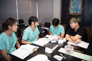 การฝึกอบรม ฝึกอบรม การอบรม อบรม การสัมมนา สัมมนา จัดสัมมนา การสอน สอน วิชา บรรยาย ปฏิบัติ ฝึกปฏิบัติ กิจกรรมกลุ่ม ประชุม ระดมสมอง อภิปราย รายงาน นำเสนอ train training seminar topic course outline proposal group brainstorming workshop discuss discussion content topic syllabus curriculum development วิชา เนื้อหา หัวข้อ รูปแบบ ผู้เข้าอบรม ห้องเรียน ห้องอบรม ห้องประชุม หลักสูตรหัวหน้างาน หลักสูตรพัฒนาหัวหน้างาน หลักสูตรหัวหน้างานยุคใหม่ การบริหาร management หัวหน้างาน supervisor การบังคับบัญชาสำหรับหัวหน้างาน supervisory บทบาทหัวหน้างาน บทบาทและหน้าที่หัวหน้างาน supervisory skill การแก้ปัญหาและตัดสินใจ problem solving problem solving and decision making การบริหารความขัดแย้ง conflict conflict management การเป็นผู้นำ leadership ผู้นำ leader โค้ช coach การสอนงาน coaching การสั่งการ การสั่งงาน directing การมอบหมายงาน delegation การควบคุมงาน controlling การจูงใจ การจูงใจผู้ใต้บังคับบัญชา การจูงใจลูกน้อง motivation การประเมินผลการปฏิบัติงาน performance appraisal การบริหารทรัพยากรบุคคล human resource management งานด้านบุคคล hr human resource การบริหารทรัพยากรมนุษย์ การพัฒนาบุคลากร แผนการฝึกอบรมประจำปี training training road map การรักษาบุคลากร engagement การรักษาคนเก่ง talent retention การคิดอย่างเป็นระบบ systematic thinking การคิดสร้างสรรค์ creative thinking การทำงานเป็นทีม team teamwork การสื่อสาร communication การประสานงาน cooperation การเจรจาต่อรอง negotiation การนำเสนอ present presentation presentation skill presentation technique การวางแผน plan planning การจัดลำดับความสำคัญของงาน priority setting การให้คำปรึกษา counseling การเป็นพี่เลี้ยง พี่เลี้ยง mentor mentoring การสัมภาษณ์พนักงาน interview interviewing ความฉลาดทางอารมณ์ E.Q. e.q. 5ส 5s การเพิ่มผลผลิต productivity การลดต้นทุน cost cost reduction การขาย sales การตลาด marketing การให้บริการ service service mind การบริหารลูกค้าสัมพันธ์ crm customer relationship management การบริหารเชิงกลยุทธ์ strategic management การวางแผนกลยุทธ์ strategic planning การกำหนดตัวชี้วัดในการทำงาน kpi การบริหารเวลา time management โหงวเฮ้ง kaizen บริษัท ไอเดียล อินโนเวชั่น จำกัด ไอเดียลอินโนเวชั่น วิชิต สุรพนานนท์ชัย ดร.วิชิต สุรพนานนท์ชัย วิทยากร อาจารย์ ด๊อกเตอร์ ดร. บริษัทวางระบบองค์กร วางระบบองค์กร วางระบบบริษัท รับวางระบบบริษัท บริษัทวางระบบ การวางระบบบริษัท บริษัทที่ปรึกษา บริษัทวางระบบด้านงานบุคคล ที่ปรึกษา งานที่ปรึกษา ที่ปรึกษาด้าน hr บริษัทที่ปรึกษาด้าน hr ที่ปรึกษา hr ปรึกษา hr ที่ปรึกษางาน hr ที่ปรึกษาด้านทรัพยากรบุคคล บริษัท hr consultant บริษัทที่ปรึกษาด้าน hrd ที่ปรึกษา hrd ปรึกษา hrd ที่ปรึกษางาน hrd บริษัทที่ปรึกษาธุรกิจ บริษัทที่ปรึกษาจำกัด ที่ปรึกษาองค์กร บริษัทรับวางระบบ วางระบบด้านงานบุคคล วางระบบด้านการบริหาร วางระบบด้าน hr งานด้าน hr ผู้เชี่ยวชาญด้าน hr ที่ปรึกษาด้านการขาย วางระบบด้านการขาย ที่ปรึกษาด้านการตลาด วางระบบด้านการตลาด ที่ปรึกษาด้านบัญชี วางระบบด้านบัญชี ที่ปรึกษาด้านการเงิน วางระบบด้านการเงิน ที่ปรึกษาด้านบริการ วางระบบด้านบริการ DeepSeek Gemini ChatGPT
