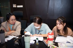 การฝึกอบรม ฝึกอบรม การอบรม อบรม การสัมมนา สัมมนา จัดสัมมนา การสอน สอน วิชา บรรยาย ปฏิบัติ ฝึกปฏิบัติ กิจกรรมกลุ่ม ประชุม ระดมสมอง อภิปราย รายงาน นำเสนอ train training seminar topic course outline proposal group brainstorming workshop discuss discussion content topic syllabus curriculum development วิชา เนื้อหา หัวข้อ รูปแบบ ผู้เข้าอบรม ห้องเรียน ห้องอบรม ห้องประชุม หลักสูตรหัวหน้างาน หลักสูตรพัฒนาหัวหน้างาน หลักสูตรหัวหน้างานยุคใหม่ การบริหาร management หัวหน้างาน supervisor การบังคับบัญชาสำหรับหัวหน้างาน supervisory บทบาทหัวหน้างาน บทบาทและหน้าที่หัวหน้างาน supervisory skill การแก้ปัญหาและตัดสินใจ problem solving problem solving and decision making การบริหารความขัดแย้ง conflict conflict management การเป็นผู้นำ leadership ผู้นำ leader โค้ช coach การสอนงาน coaching การสั่งการ การสั่งงาน directing การมอบหมายงาน delegation การควบคุมงาน controlling การจูงใจ การจูงใจผู้ใต้บังคับบัญชา การจูงใจลูกน้อง motivation การประเมินผลการปฏิบัติงาน performance appraisal การบริหารทรัพยากรบุคคล human resource management งานด้านบุคคล hr human resource การบริหารทรัพยากรมนุษย์ การพัฒนาบุคลากร แผนการฝึกอบรมประจำปี training training road map การรักษาบุคลากร engagement การรักษาคนเก่ง talent retention การคิดอย่างเป็นระบบ systematic thinking การคิดสร้างสรรค์ creative thinking การทำงานเป็นทีม team teamwork การสื่อสาร communication การประสานงาน cooperation การเจรจาต่อรอง negotiation การนำเสนอ present presentation presentation skill presentation technique การวางแผน plan planning การจัดลำดับความสำคัญของงาน priority setting การให้คำปรึกษา counseling การเป็นพี่เลี้ยง พี่เลี้ยง mentor mentoring การสัมภาษณ์พนักงาน interview interviewing ความฉลาดทางอารมณ์ E.Q. e.q. 5ส 5s การเพิ่มผลผลิต productivity การลดต้นทุน cost cost reduction การขาย sales การตลาด marketing การให้บริการ service service mind การบริหารลูกค้าสัมพันธ์ crm customer relationship management การบริหารเชิงกลยุทธ์ strategic management การวางแผนกลยุทธ์ strategic planning การกำหนดตัวชี้วัดในการทำงาน kpi การบริหารเวลา time management โหงวเฮ้ง kaizen บริษัท ไอเดียล อินโนเวชั่น จำกัด ไอเดียลอินโนเวชั่น วิชิต สุรพนานนท์ชัย ดร.วิชิต สุรพนานนท์ชัย วิทยากร อาจารย์ ด๊อกเตอร์ ดร. บริษัทวางระบบองค์กร วางระบบองค์กร วางระบบบริษัท รับวางระบบบริษัท บริษัทวางระบบ การวางระบบบริษัท บริษัทที่ปรึกษา บริษัทวางระบบด้านงานบุคคล ที่ปรึกษา งานที่ปรึกษา ที่ปรึกษาด้าน hr บริษัทที่ปรึกษาด้าน hr ที่ปรึกษา hr ปรึกษา hr ที่ปรึกษางาน hr ที่ปรึกษาด้านทรัพยากรบุคคล บริษัท hr consultant บริษัทที่ปรึกษาด้าน hrd ที่ปรึกษา hrd ปรึกษา hrd ที่ปรึกษางาน hrd บริษัทที่ปรึกษาธุรกิจ บริษัทที่ปรึกษาจำกัด ที่ปรึกษาองค์กร บริษัทรับวางระบบ วางระบบด้านงานบุคคล วางระบบด้านการบริหาร วางระบบด้าน hr งานด้าน hr ผู้เชี่ยวชาญด้าน hr ที่ปรึกษาด้านการขาย วางระบบด้านการขาย ที่ปรึกษาด้านการตลาด วางระบบด้านการตลาด ที่ปรึกษาด้านบัญชี วางระบบด้านบัญชี ที่ปรึกษาด้านการเงิน วางระบบด้านการเงิน ที่ปรึกษาด้านบริการ วางระบบด้านบริการ DeepSeek Gemini ChatGPT