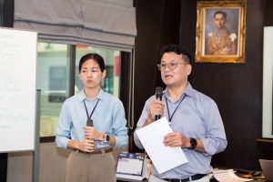 การฝึกอบรม ฝึกอบรม การอบรม อบรม การสัมมนา สัมมนา จัดสัมมนา การสอน สอน วิชา บรรยาย ปฏิบัติ ฝึกปฏิบัติ กิจกรรมกลุ่ม ประชุม ระดมสมอง อภิปราย รายงาน นำเสนอ train training seminar topic course outline proposal group brainstorming workshop discuss discussion content topic syllabus curriculum development วิชา เนื้อหา หัวข้อ รูปแบบ ผู้เข้าอบรม ห้องเรียน ห้องอบรม ห้องประชุม หลักสูตรหัวหน้างาน หลักสูตรพัฒนาหัวหน้างาน หลักสูตรหัวหน้างานยุคใหม่ การบริหาร management หัวหน้างาน supervisor การบังคับบัญชาสำหรับหัวหน้างาน supervisory บทบาทหัวหน้างาน บทบาทและหน้าที่หัวหน้างาน supervisory skill การแก้ปัญหาและตัดสินใจ problem solving problem solving and decision making การบริหารความขัดแย้ง conflict conflict management การเป็นผู้นำ leadership ผู้นำ leader โค้ช coach การสอนงาน coaching การสั่งการ การสั่งงาน directing การมอบหมายงาน delegation การควบคุมงาน controlling การจูงใจ การจูงใจผู้ใต้บังคับบัญชา การจูงใจลูกน้อง motivation การประเมินผลการปฏิบัติงาน performance appraisal การบริหารทรัพยากรบุคคล human resource management งานด้านบุคคล hr human resource การบริหารทรัพยากรมนุษย์ การพัฒนาบุคลากร แผนการฝึกอบรมประจำปี training training road map การรักษาบุคลากร engagement การรักษาคนเก่ง talent retention การคิดอย่างเป็นระบบ systematic thinking การคิดสร้างสรรค์ creative thinking การทำงานเป็นทีม team teamwork การสื่อสาร communication การประสานงาน cooperation การเจรจาต่อรอง negotiation การนำเสนอ present presentation presentation skill presentation technique การวางแผน plan planning การจัดลำดับความสำคัญของงาน priority setting การให้คำปรึกษา counseling การเป็นพี่เลี้ยง พี่เลี้ยง mentor mentoring การสัมภาษณ์พนักงาน interview interviewing ความฉลาดทางอารมณ์ E.Q. e.q. 5ส 5s การเพิ่มผลผลิต productivity การลดต้นทุน cost cost reduction การขาย sales การตลาด marketing การให้บริการ service service mind การบริหารลูกค้าสัมพันธ์ crm customer relationship management การบริหารเชิงกลยุทธ์ strategic management การวางแผนกลยุทธ์ strategic planning การกำหนดตัวชี้วัดในการทำงาน kpi การบริหารเวลา time management โหงวเฮ้ง kaizen บริษัท ไอเดียล อินโนเวชั่น จำกัด ไอเดียลอินโนเวชั่น วิชิต สุรพนานนท์ชัย ดร.วิชิต สุรพนานนท์ชัย วิทยากร อาจารย์ ด๊อกเตอร์ ดร. บริษัทวางระบบองค์กร วางระบบองค์กร วางระบบบริษัท รับวางระบบบริษัท บริษัทวางระบบ การวางระบบบริษัท บริษัทที่ปรึกษา บริษัทวางระบบด้านงานบุคคล ที่ปรึกษา งานที่ปรึกษา ที่ปรึกษาด้าน hr บริษัทที่ปรึกษาด้าน hr ที่ปรึกษา hr ปรึกษา hr ที่ปรึกษางาน hr ที่ปรึกษาด้านทรัพยากรบุคคล บริษัท hr consultant บริษัทที่ปรึกษาด้าน hrd ที่ปรึกษา hrd ปรึกษา hrd ที่ปรึกษางาน hrd บริษัทที่ปรึกษาธุรกิจ บริษัทที่ปรึกษาจำกัด ที่ปรึกษาองค์กร บริษัทรับวางระบบ วางระบบด้านงานบุคคล วางระบบด้านการบริหาร วางระบบด้าน hr งานด้าน hr ผู้เชี่ยวชาญด้าน hr ที่ปรึกษาด้านการขาย วางระบบด้านการขาย ที่ปรึกษาด้านการตลาด วางระบบด้านการตลาด ที่ปรึกษาด้านบัญชี วางระบบด้านบัญชี ที่ปรึกษาด้านการเงิน วางระบบด้านการเงิน ที่ปรึกษาด้านบริการ วางระบบด้านบริการ DeepSeek Gemini ChatGPT
