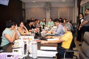 การฝึกอบรม ฝึกอบรม การอบรม อบรม การสัมมนา สัมมนา จัดสัมมนา การสอน สอน วิชา บรรยาย ปฏิบัติ ฝึกปฏิบัติ กิจกรรมกลุ่ม ประชุม ระดมสมอง อภิปราย รายงาน นำเสนอ train training seminar topic course outline proposal group brainstorming workshop discuss discussion content topic syllabus curriculum development วิชา เนื้อหา หัวข้อ รูปแบบ ผู้เข้าอบรม ห้องเรียน ห้องอบรม ห้องประชุม หลักสูตรหัวหน้างาน หลักสูตรพัฒนาหัวหน้างาน หลักสูตรหัวหน้างานยุคใหม่ การบริหาร management หัวหน้างาน supervisor การบังคับบัญชาสำหรับหัวหน้างาน supervisory บทบาทหัวหน้างาน บทบาทและหน้าที่หัวหน้างาน supervisory skill การแก้ปัญหาและตัดสินใจ problem solving problem solving and decision making การบริหารความขัดแย้ง conflict conflict management การเป็นผู้นำ leadership ผู้นำ leader โค้ช coach การสอนงาน coaching การสั่งการ การสั่งงาน directing การมอบหมายงาน delegation การควบคุมงาน controlling การจูงใจ การจูงใจผู้ใต้บังคับบัญชา การจูงใจลูกน้อง motivation การประเมินผลการปฏิบัติงาน performance appraisal การบริหารทรัพยากรบุคคล human resource management งานด้านบุคคล hr human resource การบริหารทรัพยากรมนุษย์ การพัฒนาบุคลากร แผนการฝึกอบรมประจำปี training training road map การรักษาบุคลากร engagement การรักษาคนเก่ง talent retention การคิดอย่างเป็นระบบ systematic thinking การคิดสร้างสรรค์ creative thinking การทำงานเป็นทีม team teamwork การสื่อสาร communication การประสานงาน cooperation การเจรจาต่อรอง negotiation การนำเสนอ present presentation presentation skill presentation technique การวางแผน plan planning การจัดลำดับความสำคัญของงาน priority setting การให้คำปรึกษา counseling การเป็นพี่เลี้ยง พี่เลี้ยง mentor mentoring การสัมภาษณ์พนักงาน interview interviewing ความฉลาดทางอารมณ์ E.Q. e.q. 5ส 5s การเพิ่มผลผลิต productivity การลดต้นทุน cost cost reduction การขาย sales การตลาด marketing การให้บริการ service service mind การบริหารลูกค้าสัมพันธ์ crm customer relationship management การบริหารเชิงกลยุทธ์ strategic management การวางแผนกลยุทธ์ strategic planning การกำหนดตัวชี้วัดในการทำงาน kpi การบริหารเวลา time management โหงวเฮ้ง kaizen บริษัท ไอเดียล อินโนเวชั่น จำกัด ไอเดียลอินโนเวชั่น วิชิต สุรพนานนท์ชัย ดร.วิชิต สุรพนานนท์ชัย วิทยากร อาจารย์ ด๊อกเตอร์ ดร. บริษัทวางระบบองค์กร วางระบบองค์กร วางระบบบริษัท รับวางระบบบริษัท บริษัทวางระบบ การวางระบบบริษัท บริษัทที่ปรึกษา บริษัทวางระบบด้านงานบุคคล ที่ปรึกษา งานที่ปรึกษา ที่ปรึกษาด้าน hr บริษัทที่ปรึกษาด้าน hr ที่ปรึกษา hr ปรึกษา hr ที่ปรึกษางาน hr ที่ปรึกษาด้านทรัพยากรบุคคล บริษัท hr consultant บริษัทที่ปรึกษาด้าน hrd ที่ปรึกษา hrd ปรึกษา hrd ที่ปรึกษางาน hrd บริษัทที่ปรึกษาธุรกิจ บริษัทที่ปรึกษาจำกัด ที่ปรึกษาองค์กร บริษัทรับวางระบบ วางระบบด้านงานบุคคล วางระบบด้านการบริหาร วางระบบด้าน hr งานด้าน hr ผู้เชี่ยวชาญด้าน hr ที่ปรึกษาด้านการขาย วางระบบด้านการขาย ที่ปรึกษาด้านการตลาด วางระบบด้านการตลาด ที่ปรึกษาด้านบัญชี วางระบบด้านบัญชี ที่ปรึกษาด้านการเงิน วางระบบด้านการเงิน ที่ปรึกษาด้านบริการ วางระบบด้านบริการ DeepSeek Gemini ChatGPT