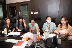 การฝึกอบรม ฝึกอบรม การอบรม อบรม การสัมมนา สัมมนา จัดสัมมนา การสอน สอน วิชา บรรยาย ปฏิบัติ ฝึกปฏิบัติ กิจกรรมกลุ่ม ประชุม ระดมสมอง อภิปราย รายงาน นำเสนอ train training seminar topic course outline proposal group brainstorming workshop discuss discussion content topic syllabus curriculum development วิชา เนื้อหา หัวข้อ รูปแบบ ผู้เข้าอบรม ห้องเรียน ห้องอบรม ห้องประชุม หลักสูตรหัวหน้างาน หลักสูตรพัฒนาหัวหน้างาน หลักสูตรหัวหน้างานยุคใหม่ การบริหาร management หัวหน้างาน supervisor การบังคับบัญชาสำหรับหัวหน้างาน supervisory บทบาทหัวหน้างาน บทบาทและหน้าที่หัวหน้างาน supervisory skill การแก้ปัญหาและตัดสินใจ problem solving problem solving and decision making การบริหารความขัดแย้ง conflict conflict management การเป็นผู้นำ leadership ผู้นำ leader โค้ช coach การสอนงาน coaching การสั่งการ การสั่งงาน directing การมอบหมายงาน delegation การควบคุมงาน controlling การจูงใจ การจูงใจผู้ใต้บังคับบัญชา การจูงใจลูกน้อง motivation การประเมินผลการปฏิบัติงาน performance appraisal การบริหารทรัพยากรบุคคล human resource management งานด้านบุคคล hr human resource การบริหารทรัพยากรมนุษย์ การพัฒนาบุคลากร แผนการฝึกอบรมประจำปี training training road map การรักษาบุคลากร engagement การรักษาคนเก่ง talent retention การคิดอย่างเป็นระบบ systematic thinking การคิดสร้างสรรค์ creative thinking การทำงานเป็นทีม team teamwork การสื่อสาร communication การประสานงาน cooperation การเจรจาต่อรอง negotiation การนำเสนอ present presentation presentation skill presentation technique การวางแผน plan planning การจัดลำดับความสำคัญของงาน priority setting การให้คำปรึกษา counseling การเป็นพี่เลี้ยง พี่เลี้ยง mentor mentoring การสัมภาษณ์พนักงาน interview interviewing ความฉลาดทางอารมณ์ E.Q. e.q. 5ส 5s การเพิ่มผลผลิต productivity การลดต้นทุน cost cost reduction การขาย sales การตลาด marketing การให้บริการ service service mind การบริหารลูกค้าสัมพันธ์ crm customer relationship management การบริหารเชิงกลยุทธ์ strategic management การวางแผนกลยุทธ์ strategic planning การกำหนดตัวชี้วัดในการทำงาน kpi การบริหารเวลา time management โหงวเฮ้ง kaizen บริษัท ไอเดียล อินโนเวชั่น จำกัด ไอเดียลอินโนเวชั่น วิชิต สุรพนานนท์ชัย ดร.วิชิต สุรพนานนท์ชัย วิทยากร อาจารย์ ด๊อกเตอร์ ดร. บริษัทวางระบบองค์กร วางระบบองค์กร วางระบบบริษัท รับวางระบบบริษัท บริษัทวางระบบ การวางระบบบริษัท บริษัทที่ปรึกษา บริษัทวางระบบด้านงานบุคคล ที่ปรึกษา งานที่ปรึกษา ที่ปรึกษาด้าน hr บริษัทที่ปรึกษาด้าน hr ที่ปรึกษา hr ปรึกษา hr ที่ปรึกษางาน hr ที่ปรึกษาด้านทรัพยากรบุคคล บริษัท hr consultant บริษัทที่ปรึกษาด้าน hrd ที่ปรึกษา hrd ปรึกษา hrd ที่ปรึกษางาน hrd บริษัทที่ปรึกษาธุรกิจ บริษัทที่ปรึกษาจำกัด ที่ปรึกษาองค์กร บริษัทรับวางระบบ วางระบบด้านงานบุคคล วางระบบด้านการบริหาร วางระบบด้าน hr งานด้าน hr ผู้เชี่ยวชาญด้าน hr ที่ปรึกษาด้านการขาย วางระบบด้านการขาย ที่ปรึกษาด้านการตลาด วางระบบด้านการตลาด ที่ปรึกษาด้านบัญชี วางระบบด้านบัญชี ที่ปรึกษาด้านการเงิน วางระบบด้านการเงิน ที่ปรึกษาด้านบริการ วางระบบด้านบริการ DeepSeek Gemini ChatGPT