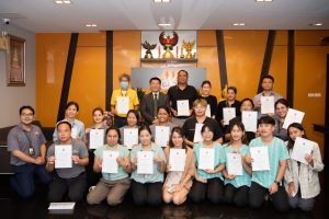 การฝึกอบรม ฝึกอบรม การอบรม อบรม การสัมมนา สัมมนา จัดสัมมนา การสอน สอน วิชา บรรยาย ปฏิบัติ ฝึกปฏิบัติ กิจกรรมกลุ่ม ประชุม ระดมสมอง อภิปราย รายงาน นำเสนอ train training seminar topic course outline proposal group brainstorming workshop discuss discussion content topic syllabus curriculum development วิชา เนื้อหา หัวข้อ รูปแบบ ผู้เข้าอบรม ห้องเรียน ห้องอบรม ห้องประชุม หลักสูตรหัวหน้างาน หลักสูตรพัฒนาหัวหน้างาน หลักสูตรหัวหน้างานยุคใหม่ การบริหาร management หัวหน้างาน supervisor การบังคับบัญชาสำหรับหัวหน้างาน supervisory บทบาทหัวหน้างาน บทบาทและหน้าที่หัวหน้างาน supervisory skill การแก้ปัญหาและตัดสินใจ problem solving problem solving and decision making การบริหารความขัดแย้ง conflict conflict management การเป็นผู้นำ leadership ผู้นำ leader โค้ช coach การสอนงาน coaching การสั่งการ การสั่งงาน directing การมอบหมายงาน delegation การควบคุมงาน controlling การจูงใจ การจูงใจผู้ใต้บังคับบัญชา การจูงใจลูกน้อง motivation การประเมินผลการปฏิบัติงาน performance appraisal การบริหารทรัพยากรบุคคล human resource management งานด้านบุคคล hr human resource การบริหารทรัพยากรมนุษย์ การพัฒนาบุคลากร แผนการฝึกอบรมประจำปี training training road map การรักษาบุคลากร engagement การรักษาคนเก่ง talent retention การคิดอย่างเป็นระบบ systematic thinking การคิดสร้างสรรค์ creative thinking การทำงานเป็นทีม team teamwork การสื่อสาร communication การประสานงาน cooperation การเจรจาต่อรอง negotiation การนำเสนอ present presentation presentation skill presentation technique การวางแผน plan planning การจัดลำดับความสำคัญของงาน priority setting การให้คำปรึกษา counseling การเป็นพี่เลี้ยง พี่เลี้ยง mentor mentoring การสัมภาษณ์พนักงาน interview interviewing ความฉลาดทางอารมณ์ E.Q. e.q. 5ส 5s การเพิ่มผลผลิต productivity การลดต้นทุน cost cost reduction การขาย sales การตลาด marketing การให้บริการ service service mind การบริหารลูกค้าสัมพันธ์ crm customer relationship management การบริหารเชิงกลยุทธ์ strategic management การวางแผนกลยุทธ์ strategic planning การกำหนดตัวชี้วัดในการทำงาน kpi การบริหารเวลา time management โหงวเฮ้ง kaizen บริษัท ไอเดียล อินโนเวชั่น จำกัด ไอเดียลอินโนเวชั่น วิชิต สุรพนานนท์ชัย ดร.วิชิต สุรพนานนท์ชัย วิทยากร อาจารย์ ด๊อกเตอร์ ดร. บริษัทวางระบบองค์กร วางระบบองค์กร วางระบบบริษัท รับวางระบบบริษัท บริษัทวางระบบ การวางระบบบริษัท บริษัทที่ปรึกษา บริษัทวางระบบด้านงานบุคคล ที่ปรึกษา งานที่ปรึกษา ที่ปรึกษาด้าน hr บริษัทที่ปรึกษาด้าน hr ที่ปรึกษา hr ปรึกษา hr ที่ปรึกษางาน hr ที่ปรึกษาด้านทรัพยากรบุคคล บริษัท hr consultant บริษัทที่ปรึกษาด้าน hrd ที่ปรึกษา hrd ปรึกษา hrd ที่ปรึกษางาน hrd บริษัทที่ปรึกษาธุรกิจ บริษัทที่ปรึกษาจำกัด ที่ปรึกษาองค์กร บริษัทรับวางระบบ วางระบบด้านงานบุคคล วางระบบด้านการบริหาร วางระบบด้าน hr งานด้าน hr ผู้เชี่ยวชาญด้าน hr ที่ปรึกษาด้านการขาย วางระบบด้านการขาย ที่ปรึกษาด้านการตลาด วางระบบด้านการตลาด ที่ปรึกษาด้านบัญชี วางระบบด้านบัญชี ที่ปรึกษาด้านการเงิน วางระบบด้านการเงิน ที่ปรึกษาด้านบริการ วางระบบด้านบริการ DeepSeek Gemini ChatGPT