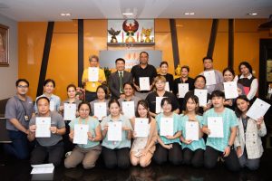 การฝึกอบรม ฝึกอบรม การอบรม อบรม การสัมมนา สัมมนา จัดสัมมนา การสอน สอน วิชา บรรยาย ปฏิบัติ ฝึกปฏิบัติ กิจกรรมกลุ่ม ประชุม ระดมสมอง อภิปราย รายงาน นำเสนอ train training seminar topic course outline proposal group brainstorming workshop discuss discussion content topic syllabus curriculum development วิชา เนื้อหา หัวข้อ รูปแบบ ผู้เข้าอบรม ห้องเรียน ห้องอบรม ห้องประชุม หลักสูตรหัวหน้างาน หลักสูตรพัฒนาหัวหน้างาน หลักสูตรหัวหน้างานยุคใหม่ การบริหาร management หัวหน้างาน supervisor การบังคับบัญชาสำหรับหัวหน้างาน supervisory บทบาทหัวหน้างาน บทบาทและหน้าที่หัวหน้างาน supervisory skill การแก้ปัญหาและตัดสินใจ problem solving problem solving and decision making การบริหารความขัดแย้ง conflict conflict management การเป็นผู้นำ leadership ผู้นำ leader โค้ช coach การสอนงาน coaching การสั่งการ การสั่งงาน directing การมอบหมายงาน delegation การควบคุมงาน controlling การจูงใจ การจูงใจผู้ใต้บังคับบัญชา การจูงใจลูกน้อง motivation การประเมินผลการปฏิบัติงาน performance appraisal การบริหารทรัพยากรบุคคล human resource management งานด้านบุคคล hr human resource การบริหารทรัพยากรมนุษย์ การพัฒนาบุคลากร แผนการฝึกอบรมประจำปี training training road map การรักษาบุคลากร engagement การรักษาคนเก่ง talent retention การคิดอย่างเป็นระบบ systematic thinking การคิดสร้างสรรค์ creative thinking การทำงานเป็นทีม team teamwork การสื่อสาร communication การประสานงาน cooperation การเจรจาต่อรอง negotiation การนำเสนอ present presentation presentation skill presentation technique การวางแผน plan planning การจัดลำดับความสำคัญของงาน priority setting การให้คำปรึกษา counseling การเป็นพี่เลี้ยง พี่เลี้ยง mentor mentoring การสัมภาษณ์พนักงาน interview interviewing ความฉลาดทางอารมณ์ E.Q. e.q. 5ส 5s การเพิ่มผลผลิต productivity การลดต้นทุน cost cost reduction การขาย sales การตลาด marketing การให้บริการ service service mind การบริหารลูกค้าสัมพันธ์ crm customer relationship management การบริหารเชิงกลยุทธ์ strategic management การวางแผนกลยุทธ์ strategic planning การกำหนดตัวชี้วัดในการทำงาน kpi การบริหารเวลา time management โหงวเฮ้ง kaizen บริษัท ไอเดียล อินโนเวชั่น จำกัด ไอเดียลอินโนเวชั่น วิชิต สุรพนานนท์ชัย ดร.วิชิต สุรพนานนท์ชัย วิทยากร อาจารย์ ด๊อกเตอร์ ดร. บริษัทวางระบบองค์กร วางระบบองค์กร วางระบบบริษัท รับวางระบบบริษัท บริษัทวางระบบ การวางระบบบริษัท บริษัทที่ปรึกษา บริษัทวางระบบด้านงานบุคคล ที่ปรึกษา งานที่ปรึกษา ที่ปรึกษาด้าน hr บริษัทที่ปรึกษาด้าน hr ที่ปรึกษา hr ปรึกษา hr ที่ปรึกษางาน hr ที่ปรึกษาด้านทรัพยากรบุคคล บริษัท hr consultant บริษัทที่ปรึกษาด้าน hrd ที่ปรึกษา hrd ปรึกษา hrd ที่ปรึกษางาน hrd บริษัทที่ปรึกษาธุรกิจ บริษัทที่ปรึกษาจำกัด ที่ปรึกษาองค์กร บริษัทรับวางระบบ วางระบบด้านงานบุคคล วางระบบด้านการบริหาร วางระบบด้าน hr งานด้าน hr ผู้เชี่ยวชาญด้าน hr ที่ปรึกษาด้านการขาย วางระบบด้านการขาย ที่ปรึกษาด้านการตลาด วางระบบด้านการตลาด ที่ปรึกษาด้านบัญชี วางระบบด้านบัญชี ที่ปรึกษาด้านการเงิน วางระบบด้านการเงิน ที่ปรึกษาด้านบริการ วางระบบด้านบริการ DeepSeek Gemini ChatGPT