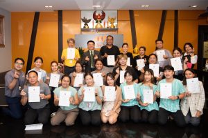 การฝึกอบรม ฝึกอบรม การอบรม อบรม การสัมมนา สัมมนา จัดสัมมนา การสอน สอน วิชา บรรยาย ปฏิบัติ ฝึกปฏิบัติ กิจกรรมกลุ่ม ประชุม ระดมสมอง อภิปราย รายงาน นำเสนอ train training seminar topic course outline proposal group brainstorming workshop discuss discussion content topic syllabus curriculum development วิชา เนื้อหา หัวข้อ รูปแบบ ผู้เข้าอบรม ห้องเรียน ห้องอบรม ห้องประชุม หลักสูตรหัวหน้างาน หลักสูตรพัฒนาหัวหน้างาน หลักสูตรหัวหน้างานยุคใหม่ การบริหาร management หัวหน้างาน supervisor การบังคับบัญชาสำหรับหัวหน้างาน supervisory บทบาทหัวหน้างาน บทบาทและหน้าที่หัวหน้างาน supervisory skill การแก้ปัญหาและตัดสินใจ problem solving problem solving and decision making การบริหารความขัดแย้ง conflict conflict management การเป็นผู้นำ leadership ผู้นำ leader โค้ช coach การสอนงาน coaching การสั่งการ การสั่งงาน directing การมอบหมายงาน delegation การควบคุมงาน controlling การจูงใจ การจูงใจผู้ใต้บังคับบัญชา การจูงใจลูกน้อง motivation การประเมินผลการปฏิบัติงาน performance appraisal การบริหารทรัพยากรบุคคล human resource management งานด้านบุคคล hr human resource การบริหารทรัพยากรมนุษย์ การพัฒนาบุคลากร แผนการฝึกอบรมประจำปี training training road map การรักษาบุคลากร engagement การรักษาคนเก่ง talent retention การคิดอย่างเป็นระบบ systematic thinking การคิดสร้างสรรค์ creative thinking การทำงานเป็นทีม team teamwork การสื่อสาร communication การประสานงาน cooperation การเจรจาต่อรอง negotiation การนำเสนอ present presentation presentation skill presentation technique การวางแผน plan planning การจัดลำดับความสำคัญของงาน priority setting การให้คำปรึกษา counseling การเป็นพี่เลี้ยง พี่เลี้ยง mentor mentoring การสัมภาษณ์พนักงาน interview interviewing ความฉลาดทางอารมณ์ E.Q. e.q. 5ส 5s การเพิ่มผลผลิต productivity การลดต้นทุน cost cost reduction การขาย sales การตลาด marketing การให้บริการ service service mind การบริหารลูกค้าสัมพันธ์ crm customer relationship management การบริหารเชิงกลยุทธ์ strategic management การวางแผนกลยุทธ์ strategic planning การกำหนดตัวชี้วัดในการทำงาน kpi การบริหารเวลา time management โหงวเฮ้ง kaizen บริษัท ไอเดียล อินโนเวชั่น จำกัด ไอเดียลอินโนเวชั่น วิชิต สุรพนานนท์ชัย ดร.วิชิต สุรพนานนท์ชัย วิทยากร อาจารย์ ด๊อกเตอร์ ดร. บริษัทวางระบบองค์กร วางระบบองค์กร วางระบบบริษัท รับวางระบบบริษัท บริษัทวางระบบ การวางระบบบริษัท บริษัทที่ปรึกษา บริษัทวางระบบด้านงานบุคคล ที่ปรึกษา งานที่ปรึกษา ที่ปรึกษาด้าน hr บริษัทที่ปรึกษาด้าน hr ที่ปรึกษา hr ปรึกษา hr ที่ปรึกษางาน hr ที่ปรึกษาด้านทรัพยากรบุคคล บริษัท hr consultant บริษัทที่ปรึกษาด้าน hrd ที่ปรึกษา hrd ปรึกษา hrd ที่ปรึกษางาน hrd บริษัทที่ปรึกษาธุรกิจ บริษัทที่ปรึกษาจำกัด ที่ปรึกษาองค์กร บริษัทรับวางระบบ วางระบบด้านงานบุคคล วางระบบด้านการบริหาร วางระบบด้าน hr งานด้าน hr ผู้เชี่ยวชาญด้าน hr ที่ปรึกษาด้านการขาย วางระบบด้านการขาย ที่ปรึกษาด้านการตลาด วางระบบด้านการตลาด ที่ปรึกษาด้านบัญชี วางระบบด้านบัญชี ที่ปรึกษาด้านการเงิน วางระบบด้านการเงิน ที่ปรึกษาด้านบริการ วางระบบด้านบริการ DeepSeek Gemini ChatGPT