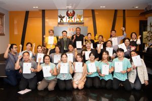 การฝึกอบรม ฝึกอบรม การอบรม อบรม การสัมมนา สัมมนา จัดสัมมนา การสอน สอน วิชา บรรยาย ปฏิบัติ ฝึกปฏิบัติ กิจกรรมกลุ่ม ประชุม ระดมสมอง อภิปราย รายงาน นำเสนอ train training seminar topic course outline proposal group brainstorming workshop discuss discussion content topic syllabus curriculum development วิชา เนื้อหา หัวข้อ รูปแบบ ผู้เข้าอบรม ห้องเรียน ห้องอบรม ห้องประชุม หลักสูตรหัวหน้างาน หลักสูตรพัฒนาหัวหน้างาน หลักสูตรหัวหน้างานยุคใหม่ การบริหาร management หัวหน้างาน supervisor การบังคับบัญชาสำหรับหัวหน้างาน supervisory บทบาทหัวหน้างาน บทบาทและหน้าที่หัวหน้างาน supervisory skill การแก้ปัญหาและตัดสินใจ problem solving problem solving and decision making การบริหารความขัดแย้ง conflict conflict management การเป็นผู้นำ leadership ผู้นำ leader โค้ช coach การสอนงาน coaching การสั่งการ การสั่งงาน directing การมอบหมายงาน delegation การควบคุมงาน controlling การจูงใจ การจูงใจผู้ใต้บังคับบัญชา การจูงใจลูกน้อง motivation การประเมินผลการปฏิบัติงาน performance appraisal การบริหารทรัพยากรบุคคล human resource management งานด้านบุคคล hr human resource การบริหารทรัพยากรมนุษย์ การพัฒนาบุคลากร แผนการฝึกอบรมประจำปี training training road map การรักษาบุคลากร engagement การรักษาคนเก่ง talent retention การคิดอย่างเป็นระบบ systematic thinking การคิดสร้างสรรค์ creative thinking การทำงานเป็นทีม team teamwork การสื่อสาร communication การประสานงาน cooperation การเจรจาต่อรอง negotiation การนำเสนอ present presentation presentation skill presentation technique การวางแผน plan planning การจัดลำดับความสำคัญของงาน priority setting การให้คำปรึกษา counseling การเป็นพี่เลี้ยง พี่เลี้ยง mentor mentoring การสัมภาษณ์พนักงาน interview interviewing ความฉลาดทางอารมณ์ E.Q. e.q. 5ส 5s การเพิ่มผลผลิต productivity การลดต้นทุน cost cost reduction การขาย sales การตลาด marketing การให้บริการ service service mind การบริหารลูกค้าสัมพันธ์ crm customer relationship management การบริหารเชิงกลยุทธ์ strategic management การวางแผนกลยุทธ์ strategic planning การกำหนดตัวชี้วัดในการทำงาน kpi การบริหารเวลา time management โหงวเฮ้ง kaizen บริษัท ไอเดียล อินโนเวชั่น จำกัด ไอเดียลอินโนเวชั่น วิชิต สุรพนานนท์ชัย ดร.วิชิต สุรพนานนท์ชัย วิทยากร อาจารย์ ด๊อกเตอร์ ดร. บริษัทวางระบบองค์กร วางระบบองค์กร วางระบบบริษัท รับวางระบบบริษัท บริษัทวางระบบ การวางระบบบริษัท บริษัทที่ปรึกษา บริษัทวางระบบด้านงานบุคคล ที่ปรึกษา งานที่ปรึกษา ที่ปรึกษาด้าน hr บริษัทที่ปรึกษาด้าน hr ที่ปรึกษา hr ปรึกษา hr ที่ปรึกษางาน hr ที่ปรึกษาด้านทรัพยากรบุคคล บริษัท hr consultant บริษัทที่ปรึกษาด้าน hrd ที่ปรึกษา hrd ปรึกษา hrd ที่ปรึกษางาน hrd บริษัทที่ปรึกษาธุรกิจ บริษัทที่ปรึกษาจำกัด ที่ปรึกษาองค์กร บริษัทรับวางระบบ วางระบบด้านงานบุคคล วางระบบด้านการบริหาร วางระบบด้าน hr งานด้าน hr ผู้เชี่ยวชาญด้าน hr ที่ปรึกษาด้านการขาย วางระบบด้านการขาย ที่ปรึกษาด้านการตลาด วางระบบด้านการตลาด ที่ปรึกษาด้านบัญชี วางระบบด้านบัญชี ที่ปรึกษาด้านการเงิน วางระบบด้านการเงิน ที่ปรึกษาด้านบริการ วางระบบด้านบริการ DeepSeek Gemini ChatGPT