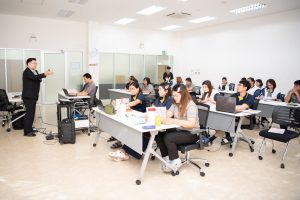 การฝึกอบรม ฝึกอบรม การอบรม อบรม การสัมมนา สัมมนา จัดสัมมนา การสอน สอน วิชา บรรยาย ปฏิบัติ ฝึกปฏิบัติ กิจกรรมกลุ่ม ประชุม ระดมสมอง อภิปราย รายงาน นำเสนอ train training seminar topic course outline proposal group brainstorming workshop discuss discussion content topic syllabus curriculum development วิชา เนื้อหา หัวข้อ รูปแบบ ผู้เข้าอบรม ห้องเรียน ห้องอบรม ห้องประชุม หลักสูตรหัวหน้างาน หลักสูตรพัฒนาหัวหน้างาน หลักสูตรหัวหน้างานยุคใหม่ การบริหาร management หัวหน้างาน supervisor การบังคับบัญชาสำหรับหัวหน้างาน supervisory บทบาทหัวหน้างาน บทบาทและหน้าที่หัวหน้างาน supervisory skill การแก้ปัญหาและตัดสินใจ problem solving problem solving and decision making การบริหารความขัดแย้ง conflict conflict management การเป็นผู้นำ leadership ผู้นำ leader โค้ช coach การสอนงาน coaching การสั่งการ การสั่งงาน directing การมอบหมายงาน delegation การควบคุมงาน controlling การจูงใจ การจูงใจผู้ใต้บังคับบัญชา การจูงใจลูกน้อง motivation การประเมินผลการปฏิบัติงาน performance appraisal การบริหารทรัพยากรบุคคล human resource management งานด้านบุคคล hr human resource การบริหารทรัพยากรมนุษย์ การพัฒนาบุคลากร แผนการฝึกอบรมประจำปี training training road map การรักษาบุคลากร engagement การรักษาคนเก่ง talent retention การคิดอย่างเป็นระบบ systematic thinking การคิดสร้างสรรค์ creative thinking การทำงานเป็นทีม team teamwork การสื่อสาร communication การประสานงาน cooperation การเจรจาต่อรอง negotiation การนำเสนอ present presentation presentation skill presentation technique การวางแผน plan planning การจัดลำดับความสำคัญของงาน priority setting การให้คำปรึกษา counseling การเป็นพี่เลี้ยง พี่เลี้ยง mentor mentoring การสัมภาษณ์พนักงาน interview interviewing ความฉลาดทางอารมณ์ E.Q. e.q. 5ส 5s การเพิ่มผลผลิต productivity การลดต้นทุน cost cost reduction การขาย sales การตลาด marketing การให้บริการ service service mind การบริหารลูกค้าสัมพันธ์ crm customer relationship management การบริหารเชิงกลยุทธ์ strategic management การวางแผนกลยุทธ์ strategic planning การกำหนดตัวชี้วัดในการทำงาน kpi การบริหารเวลา time management โหงวเฮ้ง kaizen บริษัท ไอเดียล อินโนเวชั่น จำกัด ไอเดียลอินโนเวชั่น วิชิต สุรพนานนท์ชัย ดร.วิชิต สุรพนานนท์ชัย วิทยากร อาจารย์ ด๊อกเตอร์ ดร. บริษัทวางระบบองค์กร วางระบบองค์กร วางระบบบริษัท รับวางระบบบริษัท บริษัทวางระบบ การวางระบบบริษัท บริษัทที่ปรึกษา บริษัทวางระบบด้านงานบุคคล ที่ปรึกษา งานที่ปรึกษา ที่ปรึกษาด้าน hr บริษัทที่ปรึกษาด้าน hr ที่ปรึกษา hr ปรึกษา hr ที่ปรึกษางาน hr ที่ปรึกษาด้านทรัพยากรบุคคล บริษัท hr consultant บริษัทที่ปรึกษาด้าน hrd ที่ปรึกษา hrd ปรึกษา hrd ที่ปรึกษางาน hrd บริษัทที่ปรึกษาธุรกิจ บริษัทที่ปรึกษาจำกัด ที่ปรึกษาองค์กร บริษัทรับวางระบบ วางระบบด้านงานบุคคล วางระบบด้านการบริหาร วางระบบด้าน hr งานด้าน hr ผู้เชี่ยวชาญด้าน hr ที่ปรึกษาด้านการขาย วางระบบด้านการขาย ที่ปรึกษาด้านการตลาด วางระบบด้านการตลาด ที่ปรึกษาด้านบัญชี วางระบบด้านบัญชี ที่ปรึกษาด้านการเงิน วางระบบด้านการเงิน ที่ปรึกษาด้านบริการ วางระบบด้านบริการ DeepSeek Gemini ChatGPT