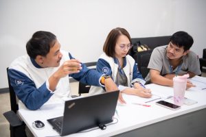 การฝึกอบรม ฝึกอบรม การอบรม อบรม การสัมมนา สัมมนา จัดสัมมนา การสอน สอน วิชา บรรยาย ปฏิบัติ ฝึกปฏิบัติ กิจกรรมกลุ่ม ประชุม ระดมสมอง อภิปราย รายงาน นำเสนอ train training seminar topic course outline proposal group brainstorming workshop discuss discussion content topic syllabus curriculum development วิชา เนื้อหา หัวข้อ รูปแบบ ผู้เข้าอบรม ห้องเรียน ห้องอบรม ห้องประชุม หลักสูตรหัวหน้างาน หลักสูตรพัฒนาหัวหน้างาน หลักสูตรหัวหน้างานยุคใหม่ การบริหาร management หัวหน้างาน supervisor การบังคับบัญชาสำหรับหัวหน้างาน supervisory บทบาทหัวหน้างาน บทบาทและหน้าที่หัวหน้างาน supervisory skill การแก้ปัญหาและตัดสินใจ problem solving problem solving and decision making การบริหารความขัดแย้ง conflict conflict management การเป็นผู้นำ leadership ผู้นำ leader โค้ช coach การสอนงาน coaching การสั่งการ การสั่งงาน directing การมอบหมายงาน delegation การควบคุมงาน controlling การจูงใจ การจูงใจผู้ใต้บังคับบัญชา การจูงใจลูกน้อง motivation การประเมินผลการปฏิบัติงาน performance appraisal การบริหารทรัพยากรบุคคล human resource management งานด้านบุคคล hr human resource การบริหารทรัพยากรมนุษย์ การพัฒนาบุคลากร แผนการฝึกอบรมประจำปี training training road map การรักษาบุคลากร engagement การรักษาคนเก่ง talent retention การคิดอย่างเป็นระบบ systematic thinking การคิดสร้างสรรค์ creative thinking การทำงานเป็นทีม team teamwork การสื่อสาร communication การประสานงาน cooperation การเจรจาต่อรอง negotiation การนำเสนอ present presentation presentation skill presentation technique การวางแผน plan planning การจัดลำดับความสำคัญของงาน priority setting การให้คำปรึกษา counseling การเป็นพี่เลี้ยง พี่เลี้ยง mentor mentoring การสัมภาษณ์พนักงาน interview interviewing ความฉลาดทางอารมณ์ E.Q. e.q. 5ส 5s การเพิ่มผลผลิต productivity การลดต้นทุน cost cost reduction การขาย sales การตลาด marketing การให้บริการ service service mind การบริหารลูกค้าสัมพันธ์ crm customer relationship management การบริหารเชิงกลยุทธ์ strategic management การวางแผนกลยุทธ์ strategic planning การกำหนดตัวชี้วัดในการทำงาน kpi การบริหารเวลา time management โหงวเฮ้ง kaizen บริษัท ไอเดียล อินโนเวชั่น จำกัด ไอเดียลอินโนเวชั่น วิชิต สุรพนานนท์ชัย ดร.วิชิต สุรพนานนท์ชัย วิทยากร อาจารย์ ด๊อกเตอร์ ดร. บริษัทวางระบบองค์กร วางระบบองค์กร วางระบบบริษัท รับวางระบบบริษัท บริษัทวางระบบ การวางระบบบริษัท บริษัทที่ปรึกษา บริษัทวางระบบด้านงานบุคคล ที่ปรึกษา งานที่ปรึกษา ที่ปรึกษาด้าน hr บริษัทที่ปรึกษาด้าน hr ที่ปรึกษา hr ปรึกษา hr ที่ปรึกษางาน hr ที่ปรึกษาด้านทรัพยากรบุคคล บริษัท hr consultant บริษัทที่ปรึกษาด้าน hrd ที่ปรึกษา hrd ปรึกษา hrd ที่ปรึกษางาน hrd บริษัทที่ปรึกษาธุรกิจ บริษัทที่ปรึกษาจำกัด ที่ปรึกษาองค์กร บริษัทรับวางระบบ วางระบบด้านงานบุคคล วางระบบด้านการบริหาร วางระบบด้าน hr งานด้าน hr ผู้เชี่ยวชาญด้าน hr ที่ปรึกษาด้านการขาย วางระบบด้านการขาย ที่ปรึกษาด้านการตลาด วางระบบด้านการตลาด ที่ปรึกษาด้านบัญชี วางระบบด้านบัญชี ที่ปรึกษาด้านการเงิน วางระบบด้านการเงิน ที่ปรึกษาด้านบริการ วางระบบด้านบริการ DeepSeek Gemini ChatGPT