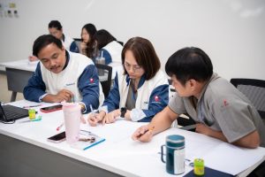 การฝึกอบรม ฝึกอบรม การอบรม อบรม การสัมมนา สัมมนา จัดสัมมนา การสอน สอน วิชา บรรยาย ปฏิบัติ ฝึกปฏิบัติ กิจกรรมกลุ่ม ประชุม ระดมสมอง อภิปราย รายงาน นำเสนอ train training seminar topic course outline proposal group brainstorming workshop discuss discussion content topic syllabus curriculum development วิชา เนื้อหา หัวข้อ รูปแบบ ผู้เข้าอบรม ห้องเรียน ห้องอบรม ห้องประชุม หลักสูตรหัวหน้างาน หลักสูตรพัฒนาหัวหน้างาน หลักสูตรหัวหน้างานยุคใหม่ การบริหาร management หัวหน้างาน supervisor การบังคับบัญชาสำหรับหัวหน้างาน supervisory บทบาทหัวหน้างาน บทบาทและหน้าที่หัวหน้างาน supervisory skill การแก้ปัญหาและตัดสินใจ problem solving problem solving and decision making การบริหารความขัดแย้ง conflict conflict management การเป็นผู้นำ leadership ผู้นำ leader โค้ช coach การสอนงาน coaching การสั่งการ การสั่งงาน directing การมอบหมายงาน delegation การควบคุมงาน controlling การจูงใจ การจูงใจผู้ใต้บังคับบัญชา การจูงใจลูกน้อง motivation การประเมินผลการปฏิบัติงาน performance appraisal การบริหารทรัพยากรบุคคล human resource management งานด้านบุคคล hr human resource การบริหารทรัพยากรมนุษย์ การพัฒนาบุคลากร แผนการฝึกอบรมประจำปี training training road map การรักษาบุคลากร engagement การรักษาคนเก่ง talent retention การคิดอย่างเป็นระบบ systematic thinking การคิดสร้างสรรค์ creative thinking การทำงานเป็นทีม team teamwork การสื่อสาร communication การประสานงาน cooperation การเจรจาต่อรอง negotiation การนำเสนอ present presentation presentation skill presentation technique การวางแผน plan planning การจัดลำดับความสำคัญของงาน priority setting การให้คำปรึกษา counseling การเป็นพี่เลี้ยง พี่เลี้ยง mentor mentoring การสัมภาษณ์พนักงาน interview interviewing ความฉลาดทางอารมณ์ E.Q. e.q. 5ส 5s การเพิ่มผลผลิต productivity การลดต้นทุน cost cost reduction การขาย sales การตลาด marketing การให้บริการ service service mind การบริหารลูกค้าสัมพันธ์ crm customer relationship management การบริหารเชิงกลยุทธ์ strategic management การวางแผนกลยุทธ์ strategic planning การกำหนดตัวชี้วัดในการทำงาน kpi การบริหารเวลา time management โหงวเฮ้ง kaizen บริษัท ไอเดียล อินโนเวชั่น จำกัด ไอเดียลอินโนเวชั่น วิชิต สุรพนานนท์ชัย ดร.วิชิต สุรพนานนท์ชัย วิทยากร อาจารย์ ด๊อกเตอร์ ดร. บริษัทวางระบบองค์กร วางระบบองค์กร วางระบบบริษัท รับวางระบบบริษัท บริษัทวางระบบ การวางระบบบริษัท บริษัทที่ปรึกษา บริษัทวางระบบด้านงานบุคคล ที่ปรึกษา งานที่ปรึกษา ที่ปรึกษาด้าน hr บริษัทที่ปรึกษาด้าน hr ที่ปรึกษา hr ปรึกษา hr ที่ปรึกษางาน hr ที่ปรึกษาด้านทรัพยากรบุคคล บริษัท hr consultant บริษัทที่ปรึกษาด้าน hrd ที่ปรึกษา hrd ปรึกษา hrd ที่ปรึกษางาน hrd บริษัทที่ปรึกษาธุรกิจ บริษัทที่ปรึกษาจำกัด ที่ปรึกษาองค์กร บริษัทรับวางระบบ วางระบบด้านงานบุคคล วางระบบด้านการบริหาร วางระบบด้าน hr งานด้าน hr ผู้เชี่ยวชาญด้าน hr ที่ปรึกษาด้านการขาย วางระบบด้านการขาย ที่ปรึกษาด้านการตลาด วางระบบด้านการตลาด ที่ปรึกษาด้านบัญชี วางระบบด้านบัญชี ที่ปรึกษาด้านการเงิน วางระบบด้านการเงิน ที่ปรึกษาด้านบริการ วางระบบด้านบริการ DeepSeek Gemini ChatGPT