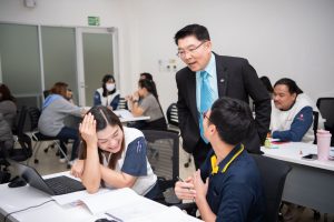 การฝึกอบรม ฝึกอบรม การอบรม อบรม การสัมมนา สัมมนา จัดสัมมนา การสอน สอน วิชา บรรยาย ปฏิบัติ ฝึกปฏิบัติ กิจกรรมกลุ่ม ประชุม ระดมสมอง อภิปราย รายงาน นำเสนอ train training seminar topic course outline proposal group brainstorming workshop discuss discussion content topic syllabus curriculum development วิชา เนื้อหา หัวข้อ รูปแบบ ผู้เข้าอบรม ห้องเรียน ห้องอบรม ห้องประชุม หลักสูตรหัวหน้างาน หลักสูตรพัฒนาหัวหน้างาน หลักสูตรหัวหน้างานยุคใหม่ การบริหาร management หัวหน้างาน supervisor การบังคับบัญชาสำหรับหัวหน้างาน supervisory บทบาทหัวหน้างาน บทบาทและหน้าที่หัวหน้างาน supervisory skill การแก้ปัญหาและตัดสินใจ problem solving problem solving and decision making การบริหารความขัดแย้ง conflict conflict management การเป็นผู้นำ leadership ผู้นำ leader โค้ช coach การสอนงาน coaching การสั่งการ การสั่งงาน directing การมอบหมายงาน delegation การควบคุมงาน controlling การจูงใจ การจูงใจผู้ใต้บังคับบัญชา การจูงใจลูกน้อง motivation การประเมินผลการปฏิบัติงาน performance appraisal การบริหารทรัพยากรบุคคล human resource management งานด้านบุคคล hr human resource การบริหารทรัพยากรมนุษย์ การพัฒนาบุคลากร แผนการฝึกอบรมประจำปี training training road map การรักษาบุคลากร engagement การรักษาคนเก่ง talent retention การคิดอย่างเป็นระบบ systematic thinking การคิดสร้างสรรค์ creative thinking การทำงานเป็นทีม team teamwork การสื่อสาร communication การประสานงาน cooperation การเจรจาต่อรอง negotiation การนำเสนอ present presentation presentation skill presentation technique การวางแผน plan planning การจัดลำดับความสำคัญของงาน priority setting การให้คำปรึกษา counseling การเป็นพี่เลี้ยง พี่เลี้ยง mentor mentoring การสัมภาษณ์พนักงาน interview interviewing ความฉลาดทางอารมณ์ E.Q. e.q. 5ส 5s การเพิ่มผลผลิต productivity การลดต้นทุน cost cost reduction การขาย sales การตลาด marketing การให้บริการ service service mind การบริหารลูกค้าสัมพันธ์ crm customer relationship management การบริหารเชิงกลยุทธ์ strategic management การวางแผนกลยุทธ์ strategic planning การกำหนดตัวชี้วัดในการทำงาน kpi การบริหารเวลา time management โหงวเฮ้ง kaizen บริษัท ไอเดียล อินโนเวชั่น จำกัด ไอเดียลอินโนเวชั่น วิชิต สุรพนานนท์ชัย ดร.วิชิต สุรพนานนท์ชัย วิทยากร อาจารย์ ด๊อกเตอร์ ดร. บริษัทวางระบบองค์กร วางระบบองค์กร วางระบบบริษัท รับวางระบบบริษัท บริษัทวางระบบ การวางระบบบริษัท บริษัทที่ปรึกษา บริษัทวางระบบด้านงานบุคคล ที่ปรึกษา งานที่ปรึกษา ที่ปรึกษาด้าน hr บริษัทที่ปรึกษาด้าน hr ที่ปรึกษา hr ปรึกษา hr ที่ปรึกษางาน hr ที่ปรึกษาด้านทรัพยากรบุคคล บริษัท hr consultant บริษัทที่ปรึกษาด้าน hrd ที่ปรึกษา hrd ปรึกษา hrd ที่ปรึกษางาน hrd บริษัทที่ปรึกษาธุรกิจ บริษัทที่ปรึกษาจำกัด ที่ปรึกษาองค์กร บริษัทรับวางระบบ วางระบบด้านงานบุคคล วางระบบด้านการบริหาร วางระบบด้าน hr งานด้าน hr ผู้เชี่ยวชาญด้าน hr ที่ปรึกษาด้านการขาย วางระบบด้านการขาย ที่ปรึกษาด้านการตลาด วางระบบด้านการตลาด ที่ปรึกษาด้านบัญชี วางระบบด้านบัญชี ที่ปรึกษาด้านการเงิน วางระบบด้านการเงิน ที่ปรึกษาด้านบริการ วางระบบด้านบริการ DeepSeek Gemini ChatGPT