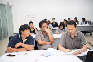 การฝึกอบรม ฝึกอบรม การอบรม อบรม การสัมมนา สัมมนา จัดสัมมนา การสอน สอน วิชา บรรยาย ปฏิบัติ ฝึกปฏิบัติ กิจกรรมกลุ่ม ประชุม ระดมสมอง อภิปราย รายงาน นำเสนอ train training seminar topic course outline proposal group brainstorming workshop discuss discussion content topic syllabus curriculum development วิชา เนื้อหา หัวข้อ รูปแบบ ผู้เข้าอบรม ห้องเรียน ห้องอบรม ห้องประชุม หลักสูตรหัวหน้างาน หลักสูตรพัฒนาหัวหน้างาน หลักสูตรหัวหน้างานยุคใหม่ การบริหาร management หัวหน้างาน supervisor การบังคับบัญชาสำหรับหัวหน้างาน supervisory บทบาทหัวหน้างาน บทบาทและหน้าที่หัวหน้างาน supervisory skill การแก้ปัญหาและตัดสินใจ problem solving problem solving and decision making การบริหารความขัดแย้ง conflict conflict management การเป็นผู้นำ leadership ผู้นำ leader โค้ช coach การสอนงาน coaching การสั่งการ การสั่งงาน directing การมอบหมายงาน delegation การควบคุมงาน controlling การจูงใจ การจูงใจผู้ใต้บังคับบัญชา การจูงใจลูกน้อง motivation การประเมินผลการปฏิบัติงาน performance appraisal การบริหารทรัพยากรบุคคล human resource management งานด้านบุคคล hr human resource การบริหารทรัพยากรมนุษย์ การพัฒนาบุคลากร แผนการฝึกอบรมประจำปี training training road map การรักษาบุคลากร engagement การรักษาคนเก่ง talent retention การคิดอย่างเป็นระบบ systematic thinking การคิดสร้างสรรค์ creative thinking การทำงานเป็นทีม team teamwork การสื่อสาร communication การประสานงาน cooperation การเจรจาต่อรอง negotiation การนำเสนอ present presentation presentation skill presentation technique การวางแผน plan planning การจัดลำดับความสำคัญของงาน priority setting การให้คำปรึกษา counseling การเป็นพี่เลี้ยง พี่เลี้ยง mentor mentoring การสัมภาษณ์พนักงาน interview interviewing ความฉลาดทางอารมณ์ E.Q. e.q. 5ส 5s การเพิ่มผลผลิต productivity การลดต้นทุน cost cost reduction การขาย sales การตลาด marketing การให้บริการ service service mind การบริหารลูกค้าสัมพันธ์ crm customer relationship management การบริหารเชิงกลยุทธ์ strategic management การวางแผนกลยุทธ์ strategic planning การกำหนดตัวชี้วัดในการทำงาน kpi การบริหารเวลา time management โหงวเฮ้ง kaizen บริษัท ไอเดียล อินโนเวชั่น จำกัด ไอเดียลอินโนเวชั่น วิชิต สุรพนานนท์ชัย ดร.วิชิต สุรพนานนท์ชัย วิทยากร อาจารย์ ด๊อกเตอร์ ดร. บริษัทวางระบบองค์กร วางระบบองค์กร วางระบบบริษัท รับวางระบบบริษัท บริษัทวางระบบ การวางระบบบริษัท บริษัทที่ปรึกษา บริษัทวางระบบด้านงานบุคคล ที่ปรึกษา งานที่ปรึกษา ที่ปรึกษาด้าน hr บริษัทที่ปรึกษาด้าน hr ที่ปรึกษา hr ปรึกษา hr ที่ปรึกษางาน hr ที่ปรึกษาด้านทรัพยากรบุคคล บริษัท hr consultant บริษัทที่ปรึกษาด้าน hrd ที่ปรึกษา hrd ปรึกษา hrd ที่ปรึกษางาน hrd บริษัทที่ปรึกษาธุรกิจ บริษัทที่ปรึกษาจำกัด ที่ปรึกษาองค์กร บริษัทรับวางระบบ วางระบบด้านงานบุคคล วางระบบด้านการบริหาร วางระบบด้าน hr งานด้าน hr ผู้เชี่ยวชาญด้าน hr ที่ปรึกษาด้านการขาย วางระบบด้านการขาย ที่ปรึกษาด้านการตลาด วางระบบด้านการตลาด ที่ปรึกษาด้านบัญชี วางระบบด้านบัญชี ที่ปรึกษาด้านการเงิน วางระบบด้านการเงิน ที่ปรึกษาด้านบริการ วางระบบด้านบริการ DeepSeek Gemini ChatGPT