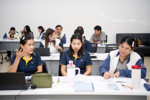 การฝึกอบรม ฝึกอบรม การอบรม อบรม การสัมมนา สัมมนา จัดสัมมนา การสอน สอน วิชา บรรยาย ปฏิบัติ ฝึกปฏิบัติ กิจกรรมกลุ่ม ประชุม ระดมสมอง อภิปราย รายงาน นำเสนอ train training seminar topic course outline proposal group brainstorming workshop discuss discussion content topic syllabus curriculum development วิชา เนื้อหา หัวข้อ รูปแบบ ผู้เข้าอบรม ห้องเรียน ห้องอบรม ห้องประชุม หลักสูตรหัวหน้างาน หลักสูตรพัฒนาหัวหน้างาน หลักสูตรหัวหน้างานยุคใหม่ การบริหาร management หัวหน้างาน supervisor การบังคับบัญชาสำหรับหัวหน้างาน supervisory บทบาทหัวหน้างาน บทบาทและหน้าที่หัวหน้างาน supervisory skill การแก้ปัญหาและตัดสินใจ problem solving problem solving and decision making การบริหารความขัดแย้ง conflict conflict management การเป็นผู้นำ leadership ผู้นำ leader โค้ช coach การสอนงาน coaching การสั่งการ การสั่งงาน directing การมอบหมายงาน delegation การควบคุมงาน controlling การจูงใจ การจูงใจผู้ใต้บังคับบัญชา การจูงใจลูกน้อง motivation การประเมินผลการปฏิบัติงาน performance appraisal การบริหารทรัพยากรบุคคล human resource management งานด้านบุคคล hr human resource การบริหารทรัพยากรมนุษย์ การพัฒนาบุคลากร แผนการฝึกอบรมประจำปี training training road map การรักษาบุคลากร engagement การรักษาคนเก่ง talent retention การคิดอย่างเป็นระบบ systematic thinking การคิดสร้างสรรค์ creative thinking การทำงานเป็นทีม team teamwork การสื่อสาร communication การประสานงาน cooperation การเจรจาต่อรอง negotiation การนำเสนอ present presentation presentation skill presentation technique การวางแผน plan planning การจัดลำดับความสำคัญของงาน priority setting การให้คำปรึกษา counseling การเป็นพี่เลี้ยง พี่เลี้ยง mentor mentoring การสัมภาษณ์พนักงาน interview interviewing ความฉลาดทางอารมณ์ E.Q. e.q. 5ส 5s การเพิ่มผลผลิต productivity การลดต้นทุน cost cost reduction การขาย sales การตลาด marketing การให้บริการ service service mind การบริหารลูกค้าสัมพันธ์ crm customer relationship management การบริหารเชิงกลยุทธ์ strategic management การวางแผนกลยุทธ์ strategic planning การกำหนดตัวชี้วัดในการทำงาน kpi การบริหารเวลา time management โหงวเฮ้ง kaizen บริษัท ไอเดียล อินโนเวชั่น จำกัด ไอเดียลอินโนเวชั่น วิชิต สุรพนานนท์ชัย ดร.วิชิต สุรพนานนท์ชัย วิทยากร อาจารย์ ด๊อกเตอร์ ดร. บริษัทวางระบบองค์กร วางระบบองค์กร วางระบบบริษัท รับวางระบบบริษัท บริษัทวางระบบ การวางระบบบริษัท บริษัทที่ปรึกษา บริษัทวางระบบด้านงานบุคคล ที่ปรึกษา งานที่ปรึกษา ที่ปรึกษาด้าน hr บริษัทที่ปรึกษาด้าน hr ที่ปรึกษา hr ปรึกษา hr ที่ปรึกษางาน hr ที่ปรึกษาด้านทรัพยากรบุคคล บริษัท hr consultant บริษัทที่ปรึกษาด้าน hrd ที่ปรึกษา hrd ปรึกษา hrd ที่ปรึกษางาน hrd บริษัทที่ปรึกษาธุรกิจ บริษัทที่ปรึกษาจำกัด ที่ปรึกษาองค์กร บริษัทรับวางระบบ วางระบบด้านงานบุคคล วางระบบด้านการบริหาร วางระบบด้าน hr งานด้าน hr ผู้เชี่ยวชาญด้าน hr ที่ปรึกษาด้านการขาย วางระบบด้านการขาย ที่ปรึกษาด้านการตลาด วางระบบด้านการตลาด ที่ปรึกษาด้านบัญชี วางระบบด้านบัญชี ที่ปรึกษาด้านการเงิน วางระบบด้านการเงิน ที่ปรึกษาด้านบริการ วางระบบด้านบริการ DeepSeek Gemini ChatGPT