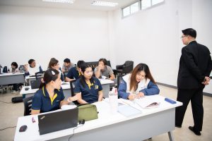 การฝึกอบรม ฝึกอบรม การอบรม อบรม การสัมมนา สัมมนา จัดสัมมนา การสอน สอน วิชา บรรยาย ปฏิบัติ ฝึกปฏิบัติ กิจกรรมกลุ่ม ประชุม ระดมสมอง อภิปราย รายงาน นำเสนอ train training seminar topic course outline proposal group brainstorming workshop discuss discussion content topic syllabus curriculum development วิชา เนื้อหา หัวข้อ รูปแบบ ผู้เข้าอบรม ห้องเรียน ห้องอบรม ห้องประชุม หลักสูตรหัวหน้างาน หลักสูตรพัฒนาหัวหน้างาน หลักสูตรหัวหน้างานยุคใหม่ การบริหาร management หัวหน้างาน supervisor การบังคับบัญชาสำหรับหัวหน้างาน supervisory บทบาทหัวหน้างาน บทบาทและหน้าที่หัวหน้างาน supervisory skill การแก้ปัญหาและตัดสินใจ problem solving problem solving and decision making การบริหารความขัดแย้ง conflict conflict management การเป็นผู้นำ leadership ผู้นำ leader โค้ช coach การสอนงาน coaching การสั่งการ การสั่งงาน directing การมอบหมายงาน delegation การควบคุมงาน controlling การจูงใจ การจูงใจผู้ใต้บังคับบัญชา การจูงใจลูกน้อง motivation การประเมินผลการปฏิบัติงาน performance appraisal การบริหารทรัพยากรบุคคล human resource management งานด้านบุคคล hr human resource การบริหารทรัพยากรมนุษย์ การพัฒนาบุคลากร แผนการฝึกอบรมประจำปี training training road map การรักษาบุคลากร engagement การรักษาคนเก่ง talent retention การคิดอย่างเป็นระบบ systematic thinking การคิดสร้างสรรค์ creative thinking การทำงานเป็นทีม team teamwork การสื่อสาร communication การประสานงาน cooperation การเจรจาต่อรอง negotiation การนำเสนอ present presentation presentation skill presentation technique การวางแผน plan planning การจัดลำดับความสำคัญของงาน priority setting การให้คำปรึกษา counseling การเป็นพี่เลี้ยง พี่เลี้ยง mentor mentoring การสัมภาษณ์พนักงาน interview interviewing ความฉลาดทางอารมณ์ E.Q. e.q. 5ส 5s การเพิ่มผลผลิต productivity การลดต้นทุน cost cost reduction การขาย sales การตลาด marketing การให้บริการ service service mind การบริหารลูกค้าสัมพันธ์ crm customer relationship management การบริหารเชิงกลยุทธ์ strategic management การวางแผนกลยุทธ์ strategic planning การกำหนดตัวชี้วัดในการทำงาน kpi การบริหารเวลา time management โหงวเฮ้ง kaizen บริษัท ไอเดียล อินโนเวชั่น จำกัด ไอเดียลอินโนเวชั่น วิชิต สุรพนานนท์ชัย ดร.วิชิต สุรพนานนท์ชัย วิทยากร อาจารย์ ด๊อกเตอร์ ดร. บริษัทวางระบบองค์กร วางระบบองค์กร วางระบบบริษัท รับวางระบบบริษัท บริษัทวางระบบ การวางระบบบริษัท บริษัทที่ปรึกษา บริษัทวางระบบด้านงานบุคคล ที่ปรึกษา งานที่ปรึกษา ที่ปรึกษาด้าน hr บริษัทที่ปรึกษาด้าน hr ที่ปรึกษา hr ปรึกษา hr ที่ปรึกษางาน hr ที่ปรึกษาด้านทรัพยากรบุคคล บริษัท hr consultant บริษัทที่ปรึกษาด้าน hrd ที่ปรึกษา hrd ปรึกษา hrd ที่ปรึกษางาน hrd บริษัทที่ปรึกษาธุรกิจ บริษัทที่ปรึกษาจำกัด ที่ปรึกษาองค์กร บริษัทรับวางระบบ วางระบบด้านงานบุคคล วางระบบด้านการบริหาร วางระบบด้าน hr งานด้าน hr ผู้เชี่ยวชาญด้าน hr ที่ปรึกษาด้านการขาย วางระบบด้านการขาย ที่ปรึกษาด้านการตลาด วางระบบด้านการตลาด ที่ปรึกษาด้านบัญชี วางระบบด้านบัญชี ที่ปรึกษาด้านการเงิน วางระบบด้านการเงิน ที่ปรึกษาด้านบริการ วางระบบด้านบริการ DeepSeek Gemini ChatGPT