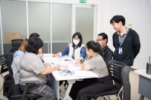 การฝึกอบรม ฝึกอบรม การอบรม อบรม การสัมมนา สัมมนา จัดสัมมนา การสอน สอน วิชา บรรยาย ปฏิบัติ ฝึกปฏิบัติ กิจกรรมกลุ่ม ประชุม ระดมสมอง อภิปราย รายงาน นำเสนอ train training seminar topic course outline proposal group brainstorming workshop discuss discussion content topic syllabus curriculum development วิชา เนื้อหา หัวข้อ รูปแบบ ผู้เข้าอบรม ห้องเรียน ห้องอบรม ห้องประชุม หลักสูตรหัวหน้างาน หลักสูตรพัฒนาหัวหน้างาน หลักสูตรหัวหน้างานยุคใหม่ การบริหาร management หัวหน้างาน supervisor การบังคับบัญชาสำหรับหัวหน้างาน supervisory บทบาทหัวหน้างาน บทบาทและหน้าที่หัวหน้างาน supervisory skill การแก้ปัญหาและตัดสินใจ problem solving problem solving and decision making การบริหารความขัดแย้ง conflict conflict management การเป็นผู้นำ leadership ผู้นำ leader โค้ช coach การสอนงาน coaching การสั่งการ การสั่งงาน directing การมอบหมายงาน delegation การควบคุมงาน controlling การจูงใจ การจูงใจผู้ใต้บังคับบัญชา การจูงใจลูกน้อง motivation การประเมินผลการปฏิบัติงาน performance appraisal การบริหารทรัพยากรบุคคล human resource management งานด้านบุคคล hr human resource การบริหารทรัพยากรมนุษย์ การพัฒนาบุคลากร แผนการฝึกอบรมประจำปี training training road map การรักษาบุคลากร engagement การรักษาคนเก่ง talent retention การคิดอย่างเป็นระบบ systematic thinking การคิดสร้างสรรค์ creative thinking การทำงานเป็นทีม team teamwork การสื่อสาร communication การประสานงาน cooperation การเจรจาต่อรอง negotiation การนำเสนอ present presentation presentation skill presentation technique การวางแผน plan planning การจัดลำดับความสำคัญของงาน priority setting การให้คำปรึกษา counseling การเป็นพี่เลี้ยง พี่เลี้ยง mentor mentoring การสัมภาษณ์พนักงาน interview interviewing ความฉลาดทางอารมณ์ E.Q. e.q. 5ส 5s การเพิ่มผลผลิต productivity การลดต้นทุน cost cost reduction การขาย sales การตลาด marketing การให้บริการ service service mind การบริหารลูกค้าสัมพันธ์ crm customer relationship management การบริหารเชิงกลยุทธ์ strategic management การวางแผนกลยุทธ์ strategic planning การกำหนดตัวชี้วัดในการทำงาน kpi การบริหารเวลา time management โหงวเฮ้ง kaizen บริษัท ไอเดียล อินโนเวชั่น จำกัด ไอเดียลอินโนเวชั่น วิชิต สุรพนานนท์ชัย ดร.วิชิต สุรพนานนท์ชัย วิทยากร อาจารย์ ด๊อกเตอร์ ดร. บริษัทวางระบบองค์กร วางระบบองค์กร วางระบบบริษัท รับวางระบบบริษัท บริษัทวางระบบ การวางระบบบริษัท บริษัทที่ปรึกษา บริษัทวางระบบด้านงานบุคคล ที่ปรึกษา งานที่ปรึกษา ที่ปรึกษาด้าน hr บริษัทที่ปรึกษาด้าน hr ที่ปรึกษา hr ปรึกษา hr ที่ปรึกษางาน hr ที่ปรึกษาด้านทรัพยากรบุคคล บริษัท hr consultant บริษัทที่ปรึกษาด้าน hrd ที่ปรึกษา hrd ปรึกษา hrd ที่ปรึกษางาน hrd บริษัทที่ปรึกษาธุรกิจ บริษัทที่ปรึกษาจำกัด ที่ปรึกษาองค์กร บริษัทรับวางระบบ วางระบบด้านงานบุคคล วางระบบด้านการบริหาร วางระบบด้าน hr งานด้าน hr ผู้เชี่ยวชาญด้าน hr ที่ปรึกษาด้านการขาย วางระบบด้านการขาย ที่ปรึกษาด้านการตลาด วางระบบด้านการตลาด ที่ปรึกษาด้านบัญชี วางระบบด้านบัญชี ที่ปรึกษาด้านการเงิน วางระบบด้านการเงิน ที่ปรึกษาด้านบริการ วางระบบด้านบริการ DeepSeek Gemini ChatGPT