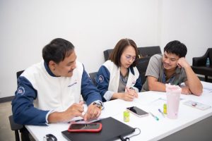 การฝึกอบรม ฝึกอบรม การอบรม อบรม การสัมมนา สัมมนา จัดสัมมนา การสอน สอน วิชา บรรยาย ปฏิบัติ ฝึกปฏิบัติ กิจกรรมกลุ่ม ประชุม ระดมสมอง อภิปราย รายงาน นำเสนอ train training seminar topic course outline proposal group brainstorming workshop discuss discussion content topic syllabus curriculum development วิชา เนื้อหา หัวข้อ รูปแบบ ผู้เข้าอบรม ห้องเรียน ห้องอบรม ห้องประชุม หลักสูตรหัวหน้างาน หลักสูตรพัฒนาหัวหน้างาน หลักสูตรหัวหน้างานยุคใหม่ การบริหาร management หัวหน้างาน supervisor การบังคับบัญชาสำหรับหัวหน้างาน supervisory บทบาทหัวหน้างาน บทบาทและหน้าที่หัวหน้างาน supervisory skill การแก้ปัญหาและตัดสินใจ problem solving problem solving and decision making การบริหารความขัดแย้ง conflict conflict management การเป็นผู้นำ leadership ผู้นำ leader โค้ช coach การสอนงาน coaching การสั่งการ การสั่งงาน directing การมอบหมายงาน delegation การควบคุมงาน controlling การจูงใจ การจูงใจผู้ใต้บังคับบัญชา การจูงใจลูกน้อง motivation การประเมินผลการปฏิบัติงาน performance appraisal การบริหารทรัพยากรบุคคล human resource management งานด้านบุคคล hr human resource การบริหารทรัพยากรมนุษย์ การพัฒนาบุคลากร แผนการฝึกอบรมประจำปี training training road map การรักษาบุคลากร engagement การรักษาคนเก่ง talent retention การคิดอย่างเป็นระบบ systematic thinking การคิดสร้างสรรค์ creative thinking การทำงานเป็นทีม team teamwork การสื่อสาร communication การประสานงาน cooperation การเจรจาต่อรอง negotiation การนำเสนอ present presentation presentation skill presentation technique การวางแผน plan planning การจัดลำดับความสำคัญของงาน priority setting การให้คำปรึกษา counseling การเป็นพี่เลี้ยง พี่เลี้ยง mentor mentoring การสัมภาษณ์พนักงาน interview interviewing ความฉลาดทางอารมณ์ E.Q. e.q. 5ส 5s การเพิ่มผลผลิต productivity การลดต้นทุน cost cost reduction การขาย sales การตลาด marketing การให้บริการ service service mind การบริหารลูกค้าสัมพันธ์ crm customer relationship management การบริหารเชิงกลยุทธ์ strategic management การวางแผนกลยุทธ์ strategic planning การกำหนดตัวชี้วัดในการทำงาน kpi การบริหารเวลา time management โหงวเฮ้ง kaizen บริษัท ไอเดียล อินโนเวชั่น จำกัด ไอเดียลอินโนเวชั่น วิชิต สุรพนานนท์ชัย ดร.วิชิต สุรพนานนท์ชัย วิทยากร อาจารย์ ด๊อกเตอร์ ดร. บริษัทวางระบบองค์กร วางระบบองค์กร วางระบบบริษัท รับวางระบบบริษัท บริษัทวางระบบ การวางระบบบริษัท บริษัทที่ปรึกษา บริษัทวางระบบด้านงานบุคคล ที่ปรึกษา งานที่ปรึกษา ที่ปรึกษาด้าน hr บริษัทที่ปรึกษาด้าน hr ที่ปรึกษา hr ปรึกษา hr ที่ปรึกษางาน hr ที่ปรึกษาด้านทรัพยากรบุคคล บริษัท hr consultant บริษัทที่ปรึกษาด้าน hrd ที่ปรึกษา hrd ปรึกษา hrd ที่ปรึกษางาน hrd บริษัทที่ปรึกษาธุรกิจ บริษัทที่ปรึกษาจำกัด ที่ปรึกษาองค์กร บริษัทรับวางระบบ วางระบบด้านงานบุคคล วางระบบด้านการบริหาร วางระบบด้าน hr งานด้าน hr ผู้เชี่ยวชาญด้าน hr ที่ปรึกษาด้านการขาย วางระบบด้านการขาย ที่ปรึกษาด้านการตลาด วางระบบด้านการตลาด ที่ปรึกษาด้านบัญชี วางระบบด้านบัญชี ที่ปรึกษาด้านการเงิน วางระบบด้านการเงิน ที่ปรึกษาด้านบริการ วางระบบด้านบริการ DeepSeek Gemini ChatGPT