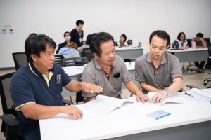 การฝึกอบรม ฝึกอบรม การอบรม อบรม การสัมมนา สัมมนา จัดสัมมนา การสอน สอน วิชา บรรยาย ปฏิบัติ ฝึกปฏิบัติ กิจกรรมกลุ่ม ประชุม ระดมสมอง อภิปราย รายงาน นำเสนอ train training seminar topic course outline proposal group brainstorming workshop discuss discussion content topic syllabus curriculum development วิชา เนื้อหา หัวข้อ รูปแบบ ผู้เข้าอบรม ห้องเรียน ห้องอบรม ห้องประชุม หลักสูตรหัวหน้างาน หลักสูตรพัฒนาหัวหน้างาน หลักสูตรหัวหน้างานยุคใหม่ การบริหาร management หัวหน้างาน supervisor การบังคับบัญชาสำหรับหัวหน้างาน supervisory บทบาทหัวหน้างาน บทบาทและหน้าที่หัวหน้างาน supervisory skill การแก้ปัญหาและตัดสินใจ problem solving problem solving and decision making การบริหารความขัดแย้ง conflict conflict management การเป็นผู้นำ leadership ผู้นำ leader โค้ช coach การสอนงาน coaching การสั่งการ การสั่งงาน directing การมอบหมายงาน delegation การควบคุมงาน controlling การจูงใจ การจูงใจผู้ใต้บังคับบัญชา การจูงใจลูกน้อง motivation การประเมินผลการปฏิบัติงาน performance appraisal การบริหารทรัพยากรบุคคล human resource management งานด้านบุคคล hr human resource การบริหารทรัพยากรมนุษย์ การพัฒนาบุคลากร แผนการฝึกอบรมประจำปี training training road map การรักษาบุคลากร engagement การรักษาคนเก่ง talent retention การคิดอย่างเป็นระบบ systematic thinking การคิดสร้างสรรค์ creative thinking การทำงานเป็นทีม team teamwork การสื่อสาร communication การประสานงาน cooperation การเจรจาต่อรอง negotiation การนำเสนอ present presentation presentation skill presentation technique การวางแผน plan planning การจัดลำดับความสำคัญของงาน priority setting การให้คำปรึกษา counseling การเป็นพี่เลี้ยง พี่เลี้ยง mentor mentoring การสัมภาษณ์พนักงาน interview interviewing ความฉลาดทางอารมณ์ E.Q. e.q. 5ส 5s การเพิ่มผลผลิต productivity การลดต้นทุน cost cost reduction การขาย sales การตลาด marketing การให้บริการ service service mind การบริหารลูกค้าสัมพันธ์ crm customer relationship management การบริหารเชิงกลยุทธ์ strategic management การวางแผนกลยุทธ์ strategic planning การกำหนดตัวชี้วัดในการทำงาน kpi การบริหารเวลา time management โหงวเฮ้ง kaizen บริษัท ไอเดียล อินโนเวชั่น จำกัด ไอเดียลอินโนเวชั่น วิชิต สุรพนานนท์ชัย ดร.วิชิต สุรพนานนท์ชัย วิทยากร อาจารย์ ด๊อกเตอร์ ดร. บริษัทวางระบบองค์กร วางระบบองค์กร วางระบบบริษัท รับวางระบบบริษัท บริษัทวางระบบ การวางระบบบริษัท บริษัทที่ปรึกษา บริษัทวางระบบด้านงานบุคคล ที่ปรึกษา งานที่ปรึกษา ที่ปรึกษาด้าน hr บริษัทที่ปรึกษาด้าน hr ที่ปรึกษา hr ปรึกษา hr ที่ปรึกษางาน hr ที่ปรึกษาด้านทรัพยากรบุคคล บริษัท hr consultant บริษัทที่ปรึกษาด้าน hrd ที่ปรึกษา hrd ปรึกษา hrd ที่ปรึกษางาน hrd บริษัทที่ปรึกษาธุรกิจ บริษัทที่ปรึกษาจำกัด ที่ปรึกษาองค์กร บริษัทรับวางระบบ วางระบบด้านงานบุคคล วางระบบด้านการบริหาร วางระบบด้าน hr งานด้าน hr ผู้เชี่ยวชาญด้าน hr ที่ปรึกษาด้านการขาย วางระบบด้านการขาย ที่ปรึกษาด้านการตลาด วางระบบด้านการตลาด ที่ปรึกษาด้านบัญชี วางระบบด้านบัญชี ที่ปรึกษาด้านการเงิน วางระบบด้านการเงิน ที่ปรึกษาด้านบริการ วางระบบด้านบริการ DeepSeek Gemini ChatGPT